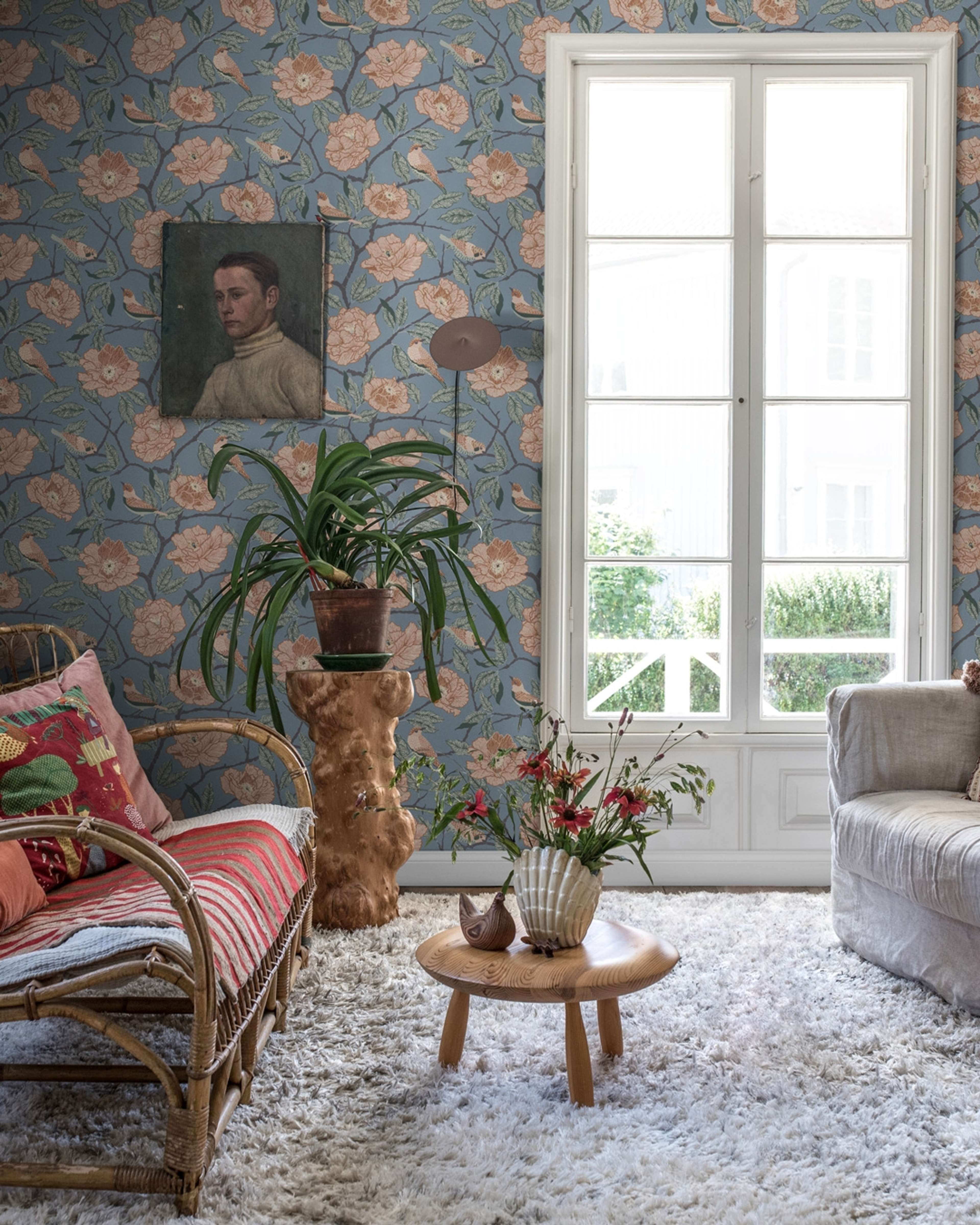 Bernadina tapet med blommigt mönster i blå. Från kollektionen Fågelsång. Nonwoven-material med förskjuten passning. Country-stil.​​​​‌﻿‍﻿​‍​‍‌‍﻿﻿‌﻿​‍‌‍‍‌‌‍‌﻿‌‍‍‌‌‍﻿‍​‍​‍​﻿‍‍​‍​‍‌﻿​﻿‌‍​‌‌‍﻿‍‌‍‍‌‌﻿‌​‌﻿‍‌​‍﻿‍‌‍‍‌‌‍﻿﻿​‍​‍​‍﻿​​‍​‍‌‍‍​‌﻿​‍‌‍‌‌‌‍‌‍​‍​‍​﻿‍‍​‍​‍‌‍‍​‌﻿‌​‌﻿‌​‌﻿​​‌﻿​﻿​﻿‍‍​‍﻿﻿​‍﻿﻿‌﻿‌﻿‌﻿‌﻿‌﻿‌﻿​‍﻿‍‌‍​﻿‌‍﻿﻿‌‍﻿​‌‍﻿﻿‌﻿​‍‌‍​‌‌‍﻿‌‌‍​‌​‍﻿‍‌﻿​﻿‌‍‌‌​‍﻿﻿‌﻿​﻿‌﻿‌​‌﻿‌‌‌‍‌​‌‍‍‌‌‍﻿﻿​‍﻿﻿‌‍‍‌‌‍﻿‍‌﻿‌​‌‍‌‌‌‍﻿‍‌﻿‌​​‍﻿﻿‌‍‌‌‌‍‌​‌‍‍‌‌﻿‌​​‍﻿﻿‌‍﻿‌‌‍﻿﻿‌‍‌​‌‍‌‌​﻿﻿‌‌﻿​​‌﻿​‍‌‍‌‌‌﻿​﻿‌‍‌‌‌‍﻿‍‌﻿‌​‌‍​‌‌﻿‌​‌‍‍‌‌‍﻿﻿‌‍﻿‍​﻿‍﻿‌‍‍‌‌‍‌​​﻿﻿‌‌‍‍‌‌‍﻿‌‌‍​‌‌‍‌﻿‌‍‌‌​‍﻿‌​﻿‌‍‌‍‌‍​﻿‌﻿​﻿‌﻿‌‍‌​‌‍‌‌​﻿‌﻿‌‍​﻿‌‍‌‌​﻿​‍​﻿‌‌​﻿‌﻿​﻿‌​​﻿‌‌​﻿​‍​﻿​​​﻿​﻿​﻿​﻿‌‍​﻿‌‍​‍​﻿‍​‌‍‌​‌‍‌‌‌‍‌‌‌‍‌​​﻿‌‌​﻿‌‍​﻿‍‌​﻿‌‌​﻿‌​​﻿‍‌‌‍​﻿​﻿​﻿​﻿‌‌​﻿​‌​﻿‍​​﻿‌﻿​﻿‍‌​﻿‍‌​﻿‌‍​‍﻿‌​﻿​‌​﻿​​​﻿‍​​﻿​​‌﻿‍​​﻿​‌​﻿​﻿​﻿‌‌​﻿​​​‍﻿‌‌‍‍‍‌﻿​​‌‍‌﻿​﻿‍﻿‌﻿‌​‌﻿‍‌‌﻿​​‌‍‌‌​﻿﻿‌‌﻿​﻿‌‍​‌‌‍﻿‍‌‍‍‌‌﻿‌​‌﻿‍‌​‍﻿‍‌‍‍‌‌‍﻿‌‌‍​‌‌‍‌﻿‌‍‌‌‌​​‌‌﻿​﻿‌﻿​﻿‌‍‌‌‌﻿‌​​﻿‍﻿‌﻿​​‌‍​‌‌﻿‌​‌‍‍​​﻿﻿‌‌‍​‌‌‍﻿​‌﻿‌​‌‌‌​‌‍‌‌‌﻿‍​‌﻿‌​​﻿﻿﻿‌‍​‍‌‍​‌‌﻿​﻿‌‍‌‌‌‌‌‌‌﻿​‍‌‍﻿​​﻿﻿‌‌‍‍​‌﻿‌​‌﻿‌​‌﻿​​‌﻿​﻿​‍‌‌​﻿​﻿‌​​‌​‍‌‌​﻿​‍‌​‌‍​‍‌‌​﻿​‍‌​‌‍‌﻿‌﻿‌﻿‌﻿‌﻿‌﻿​‍﻿‍‌‍​﻿‌‍﻿﻿‌‍﻿​‌‍﻿﻿‌﻿​‍‌‍​‌‌‍﻿‌‌‍​‌​‍﻿‍‌﻿​﻿‌‍‌‌​‍‌‌​﻿​‍‌​‌‍‌﻿​﻿‌﻿‌​‌﻿‌‌‌‍‌​‌‍‍‌‌‍﻿﻿​‍‌‍‌‍‍‌‌‍‌​​﻿﻿‌‌‍‍‌‌‍﻿‌‌‍​‌‌‍‌﻿‌‍‌‌​‍﻿‌​﻿‌‍‌‍‌‍​﻿‌﻿​﻿‌﻿‌‍‌​‌‍‌‌​﻿‌﻿‌‍​﻿‌‍‌‌​﻿​‍​﻿‌‌​﻿‌﻿​﻿‌​​﻿‌‌​﻿​‍​﻿​​​﻿​﻿​﻿​﻿‌‍​﻿‌‍​‍​﻿‍​‌‍‌​‌‍‌‌‌‍‌‌‌‍‌​​﻿‌‌​﻿‌‍​﻿‍‌​﻿‌‌​﻿‌​​﻿‍‌‌‍​﻿​﻿​﻿​﻿‌‌​﻿​‌​﻿‍​​﻿‌﻿​﻿‍‌​﻿‍‌​﻿‌‍​‍﻿‌​﻿​‌​﻿​​​﻿‍​​﻿​​‌﻿‍​​﻿​‌​﻿​﻿​﻿‌‌​﻿​​​‍﻿‌‌‍‍‍‌﻿​​‌‍‌﻿​‍‌‍‌﻿‌​‌﻿‍‌‌﻿​​‌‍‌‌​﻿﻿‌‌﻿​﻿‌‍​‌‌‍﻿‍‌‍‍‌‌﻿‌​‌﻿‍‌​‍﻿‍‌‍‍‌‌‍﻿‌‌‍​‌‌‍‌﻿‌‍‌‌‌​​‌‌﻿​﻿‌﻿​﻿‌‍‌‌‌﻿‌​​‍‌‍‌﻿​​‌‍​‌‌﻿‌​‌‍‍​​﻿﻿‌‌‍​‌‌‍﻿​‌﻿‌​‌‌‌​‌‍‌‌‌﻿‍​‌﻿‌​​‍‌‍‌﻿​​‌‍‌‌‌﻿​‍‌﻿​﻿‌﻿​​‌‍‌‌‌‍​﻿‌﻿‌​‌‍‍‌‌﻿‌‍‌‍‌‌​﻿﻿‌‌﻿​​‌﻿‌‌‌‍​‍‌‍﻿​‌‍‍‌‌﻿​﻿‌‍‍​‌‍‌‌‌‍‌​​‍​‍‌﻿﻿‌