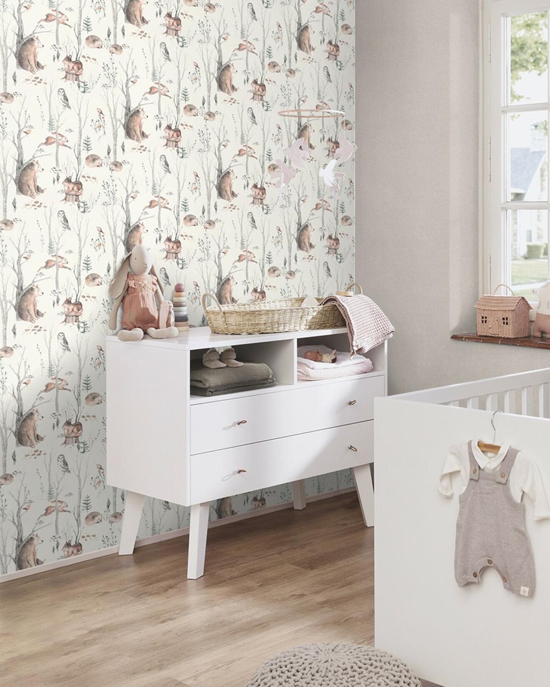 Kids World tapet med djur, lekfullt mönster i vit. Från kollektionen Kids World. Nonwoven-material med förskjuten passning. Passar i sovrum och barnrum.