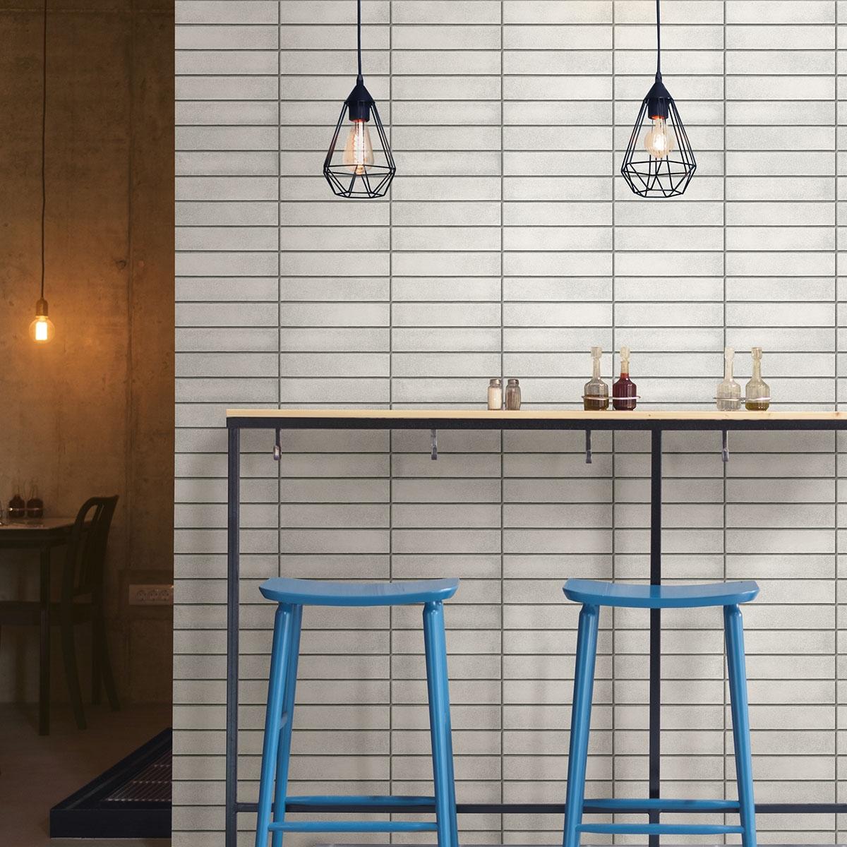 Mid Century Modern Brick strukturtapet i grå tapet med tegelsten mönster i grå. Från kollektionen trilogy. Nonwoven-material med rak passning. Passar i vardagsrum och matsal.