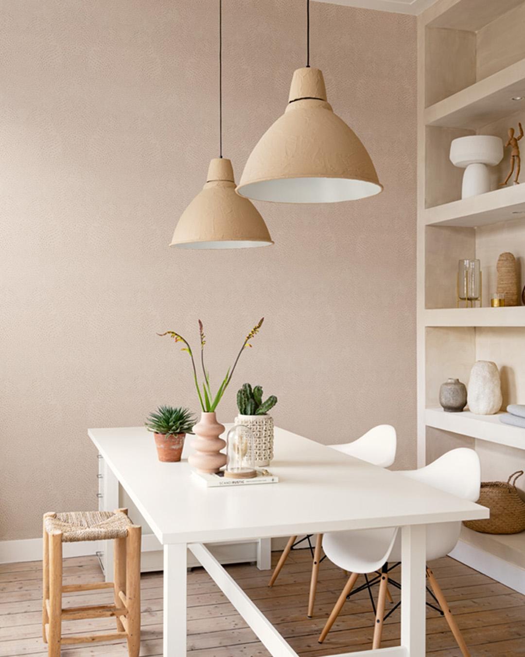 Serengeti 751512 tapet med djur mönster i beige. Från kollektionen Serengeti. Nonwoven-material med rak passning. Passar i vardagsrum och matsal.