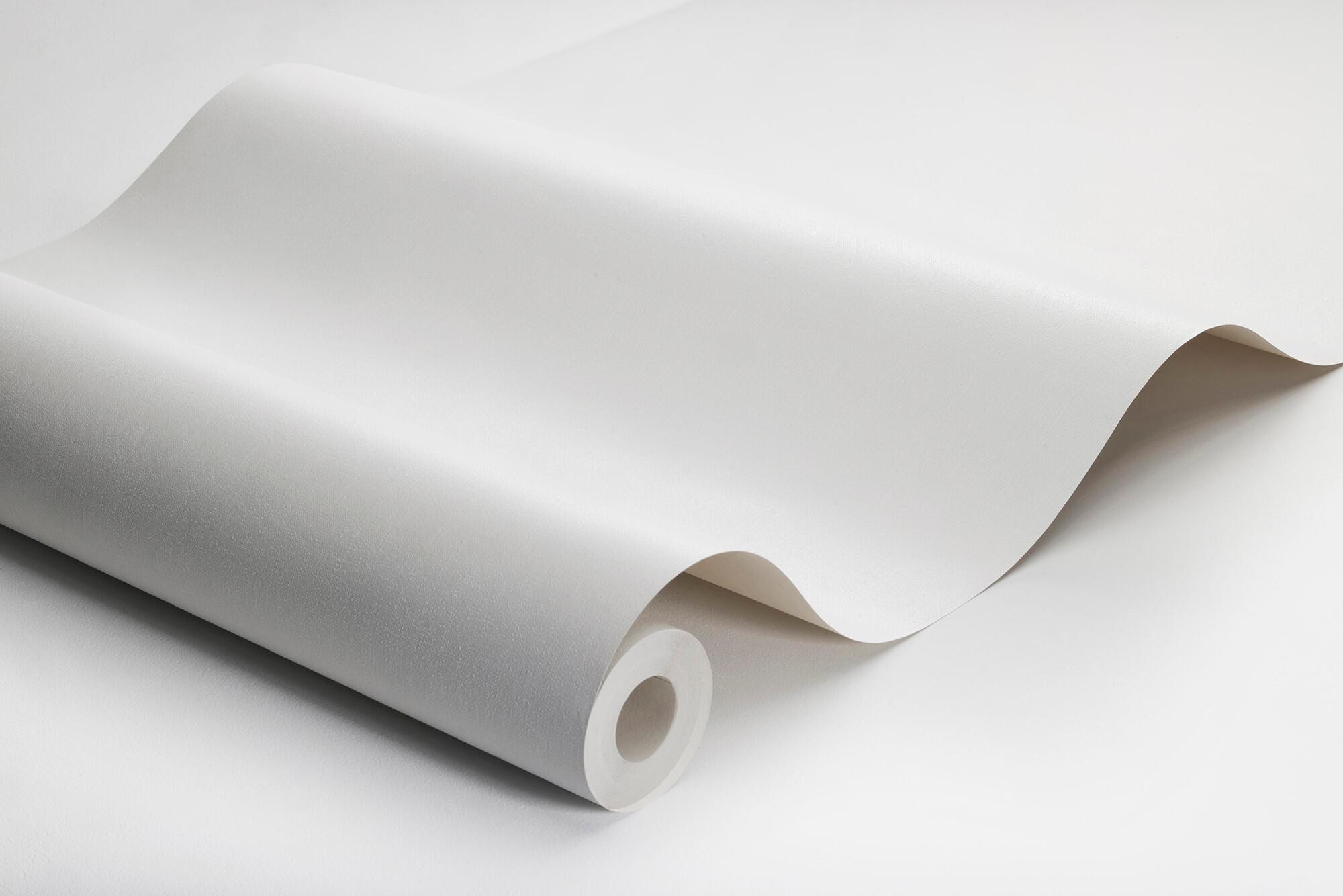 Birch White tapet med enfargat, textilimitation mönster i vit. Från kollektionen Linen. Nonwoven-material. Passar i vardagsrum och matsal.