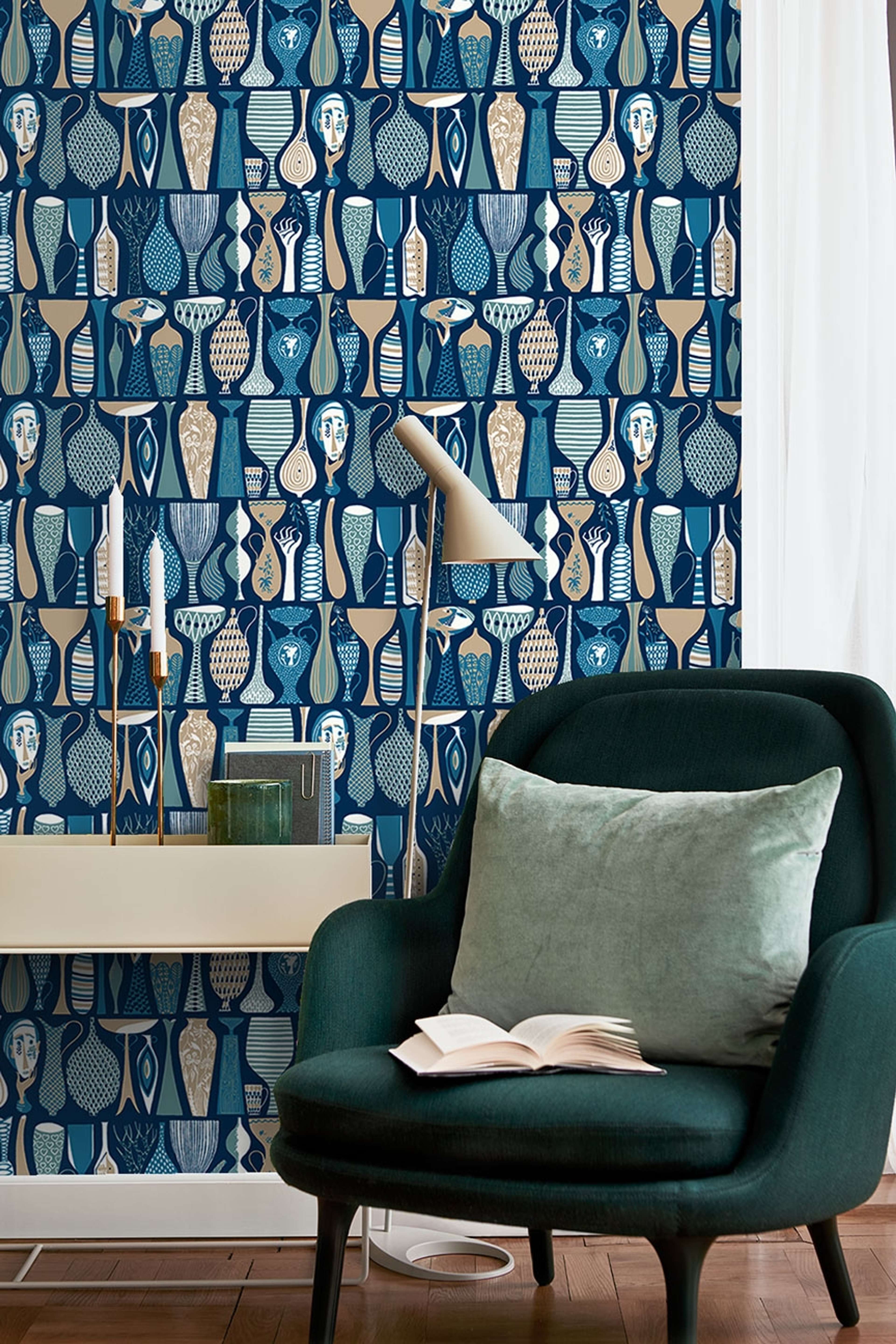 Pottery tapet från Boråstapeter med grafiskt, retro mönster i grön, blå och beige. Från kollektionen Scandinavian Designers II. Nonwoven-material med rak passning.​​​​‌﻿‍﻿​‍​‍‌‍﻿﻿‌﻿​‍‌‍‍‌‌‍‌﻿‌‍‍‌‌‍﻿‍​‍​‍​﻿‍‍​‍​‍‌﻿​﻿‌‍​‌‌‍﻿‍‌‍‍‌‌﻿‌​‌﻿‍‌​‍﻿‍‌‍‍‌‌‍﻿﻿​‍​‍​‍﻿​​‍​‍‌‍‍​‌﻿​‍‌‍‌‌‌‍‌‍​‍​‍​﻿‍‍​‍​‍‌‍‍​‌﻿‌​‌﻿‌​‌﻿​​‌﻿​﻿​﻿‍‍​‍﻿﻿​‍﻿﻿‌﻿‌﻿‌﻿‌﻿‌﻿‌﻿​‍﻿‍‌‍​﻿‌‍﻿﻿‌‍﻿​‌‍﻿﻿‌﻿​‍‌‍​‌‌‍﻿‌‌‍​‌​‍﻿‍‌﻿​﻿‌‍‌‌​‍﻿﻿‌﻿​﻿‌﻿‌​‌﻿‌‌‌‍‌​‌‍‍‌‌‍﻿﻿​‍﻿﻿‌‍‍‌‌‍﻿‍‌﻿‌​‌‍‌‌‌‍﻿‍‌﻿‌​​‍﻿﻿‌‍‌‌‌‍‌​‌‍‍‌‌﻿‌​​‍﻿﻿‌‍﻿‌‌‍﻿﻿‌‍‌​‌‍‌‌​﻿﻿‌‌﻿​​‌﻿​‍‌‍‌‌‌﻿​﻿‌‍‌‌‌‍﻿‍‌﻿‌​‌‍​‌‌﻿‌​‌‍‍‌‌‍﻿﻿‌‍﻿‍​﻿‍﻿‌‍‍‌‌‍‌​​﻿﻿‌‌‍‍‌‌‍﻿‌‌‍​‌‌‍‌﻿‌‍‌‌​‍﻿‌​﻿‌﻿​﻿‌﻿​﻿‌﻿​﻿‍​​﻿‌​​﻿​​‌‍‌‌​﻿​​‌‍​‌‌‍‌‍​﻿​‍‌‍‌​‌‍‌‌‌‍​﻿​﻿​‍​﻿​​‌‍‌​​﻿​‍‌‍‌‌​﻿‍​​﻿‌‌​﻿​﻿​﻿‍​​﻿‌﻿‌‍‌​​﻿​‌‌‍‌​‌‍‌‍​﻿​​​﻿‍​‌‍​﻿​﻿​‍​﻿‌​‌‍‌​​﻿​﻿​﻿​​​﻿‌‌‌‍​‌‌‍‌​​﻿​‌​‍﻿‌​﻿‍​​﻿‌‍​﻿‌​‌﻿‍​​﻿​‌​﻿​‍​﻿‍‌​﻿‌‍​‍﻿‌‌‍‍‍‌﻿​​‌‍‌﻿​﻿‍﻿‌﻿‌​‌﻿‍‌‌﻿​​‌‍‌‌​﻿﻿‌‌﻿​﻿‌‍​‌‌‍﻿‍‌‍‍‌‌﻿‌​‌﻿‍‌​‍﻿‍‌‍‍‌‌‍﻿‌‌‍​‌‌‍‌﻿‌‍‌‌‌​​‌‌﻿​﻿‌﻿​﻿‌‍‌‌‌﻿‌​​﻿‍﻿‌﻿​​‌‍​‌‌﻿‌​‌‍‍​​﻿﻿‌‌‍​‌‌‍﻿​‌﻿‌​‌‌‌​‌‍‌‌‌﻿‍​‌﻿‌​​﻿﻿﻿‌‍​‍‌‍​‌‌﻿​﻿‌‍‌‌‌‌‌‌‌﻿​‍‌‍﻿​​﻿﻿‌‌‍‍​‌﻿‌​‌﻿‌​‌﻿​​‌﻿​﻿​‍‌‌​﻿​﻿‌​​‌​‍‌‌​﻿​‍‌​‌‍​‍‌‌​﻿​‍‌​‌‍‌﻿‌﻿‌﻿‌﻿‌﻿‌﻿​‍﻿‍‌‍​﻿‌‍﻿﻿‌‍﻿​‌‍﻿﻿‌﻿​‍‌‍​‌‌‍﻿‌‌‍​‌​‍﻿‍‌﻿​﻿‌‍‌‌​‍‌‌​﻿​‍‌​‌‍‌﻿​﻿‌﻿‌​‌﻿‌‌‌‍‌​‌‍‍‌‌‍﻿﻿​‍‌‍‌‍‍‌‌‍‌​​﻿﻿‌‌‍‍‌‌‍﻿‌‌‍​‌‌‍‌﻿‌‍‌‌​‍﻿‌​﻿‌﻿​﻿‌﻿​﻿‌﻿​﻿‍​​﻿‌​​﻿​​‌‍‌‌​﻿​​‌‍​‌‌‍‌‍​﻿​‍‌‍‌​‌‍‌‌‌‍​﻿​﻿​‍​﻿​​‌‍‌​​﻿​‍‌‍‌‌​﻿‍​​﻿‌‌​﻿​﻿​﻿‍​​﻿‌﻿‌‍‌​​﻿​‌‌‍‌​‌‍‌‍​﻿​​​﻿‍​‌‍​﻿​﻿​‍​﻿‌​‌‍‌​​﻿​﻿​﻿​​​﻿‌‌‌‍​‌‌‍‌​​﻿​‌​‍﻿‌​﻿‍​​﻿‌‍​﻿‌​‌﻿‍​​﻿​‌​﻿​‍​﻿‍‌​﻿‌‍​‍﻿‌‌‍‍‍‌﻿​​‌‍‌﻿​‍‌‍‌﻿‌​‌﻿‍‌‌﻿​​‌‍‌‌​﻿﻿‌‌﻿​﻿‌‍​‌‌‍﻿‍‌‍‍‌‌﻿‌​‌﻿‍‌​‍﻿‍‌‍‍‌‌‍﻿‌‌‍​‌‌‍‌﻿‌‍‌‌‌​​‌‌﻿​﻿‌﻿​﻿‌‍‌‌‌﻿‌​​‍‌‍‌﻿​​‌‍​‌‌﻿‌​‌‍‍​​﻿﻿‌‌‍​‌‌‍﻿​‌﻿‌​‌‌‌​‌‍‌‌‌﻿‍​‌﻿‌​​‍‌‍‌﻿​​‌‍‌‌‌﻿​‍‌﻿​﻿‌﻿​​‌‍‌‌‌‍​﻿‌﻿‌​‌‍‍‌‌﻿‌‍‌‍‌‌​﻿﻿‌‌﻿​​‌﻿‌‌‌‍​‍‌‍﻿​‌‍‍‌‌﻿​﻿‌‍‍​‌‍‌‌‌‍‌​​‍​‍‌﻿﻿‌