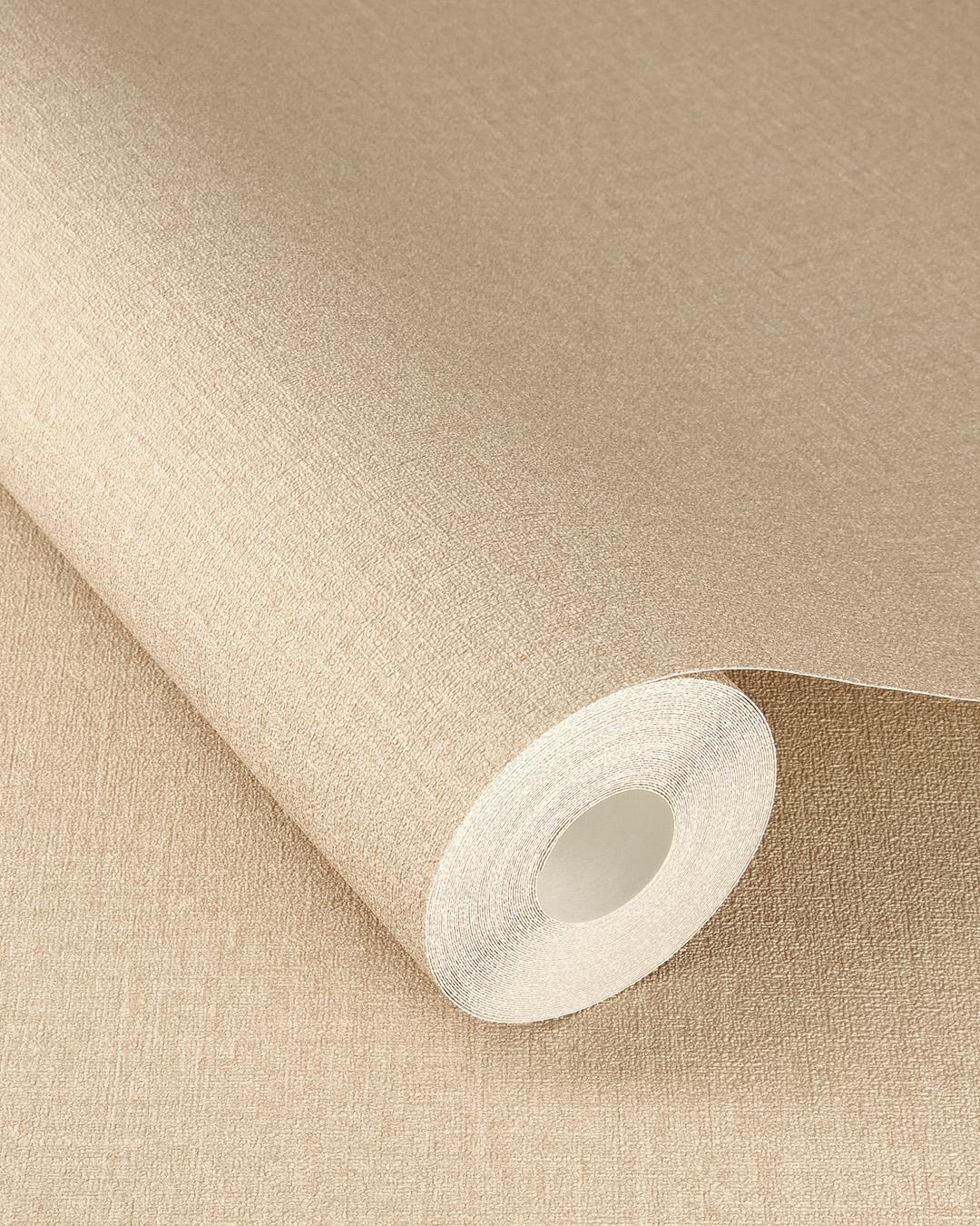 Serengeti 555882 tapet enfärgad i beige. Från kollektionen Serengeti. Nonwoven-material. Passar i vardagsrum och matsal.