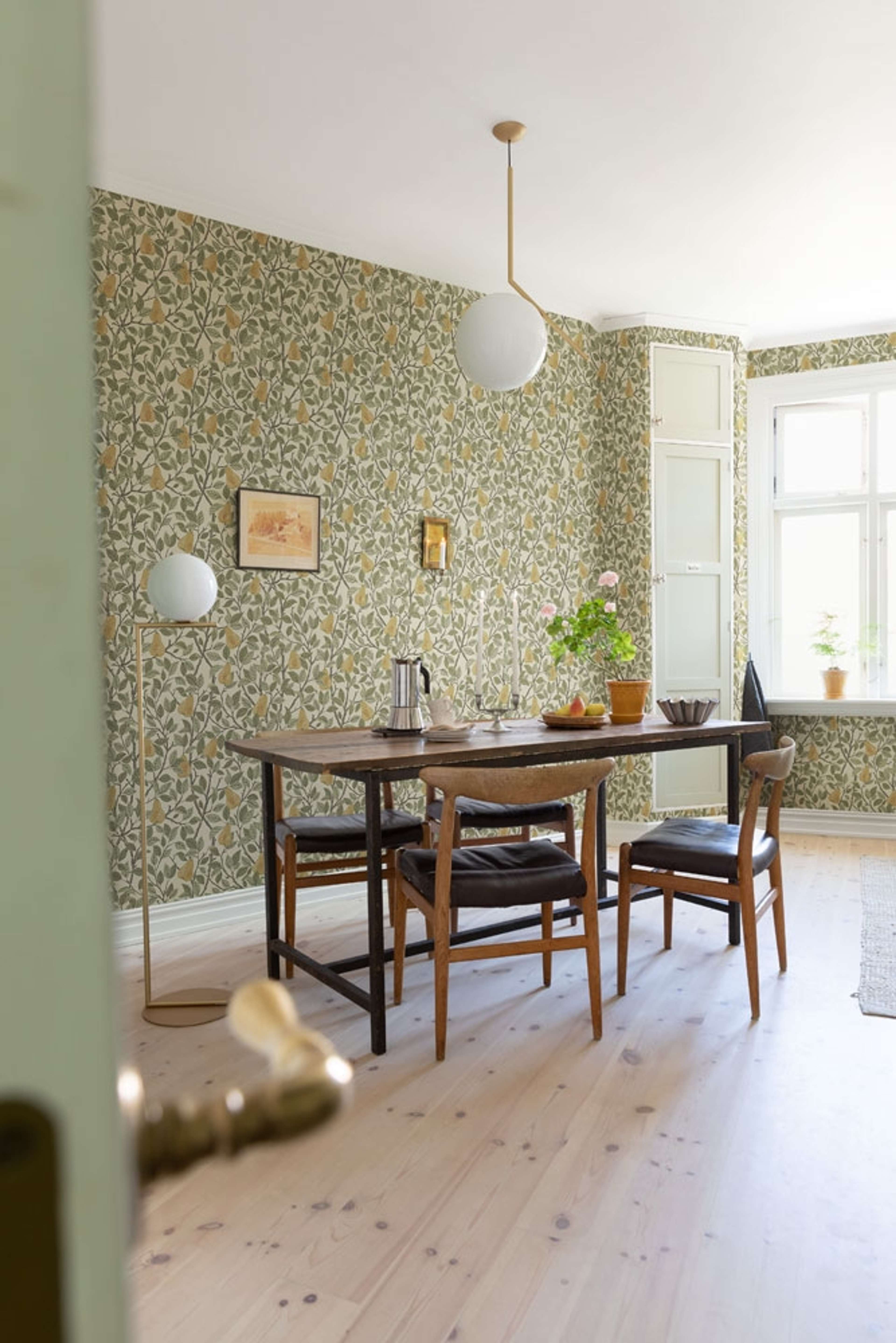 Pirum tapet med botaniskt mönster i grön. Från kollektionen Ängås. Nonwoven-material med förskjuten passning.​​​​‌﻿‍﻿​‍​‍‌‍﻿﻿‌﻿​‍‌‍‍‌‌‍‌﻿‌‍‍‌‌‍﻿‍​‍​‍​﻿‍‍​‍​‍‌﻿​﻿‌‍​‌‌‍﻿‍‌‍‍‌‌﻿‌​‌﻿‍‌​‍﻿‍‌‍‍‌‌‍﻿﻿​‍​‍​‍﻿​​‍​‍‌‍‍​‌﻿​‍‌‍‌‌‌‍‌‍​‍​‍​﻿‍‍​‍​‍‌‍‍​‌﻿‌​‌﻿‌​‌﻿​​‌﻿​﻿​﻿‍‍​‍﻿﻿​‍﻿﻿‌﻿‌﻿‌﻿‌﻿‌﻿‌﻿​‍﻿‍‌‍​﻿‌‍﻿﻿‌‍﻿​‌‍﻿﻿‌﻿​‍‌‍​‌‌‍﻿‌‌‍​‌​‍﻿‍‌﻿​﻿‌‍‌‌​‍﻿﻿‌﻿​﻿‌﻿‌​‌﻿‌‌‌‍‌​‌‍‍‌‌‍﻿﻿​‍﻿﻿‌‍‍‌‌‍﻿‍‌﻿‌​‌‍‌‌‌‍﻿‍‌﻿‌​​‍﻿﻿‌‍‌‌‌‍‌​‌‍‍‌‌﻿‌​​‍﻿﻿‌‍﻿‌‌‍﻿﻿‌‍‌​‌‍‌‌​﻿﻿‌‌﻿​​‌﻿​‍‌‍‌‌‌﻿​﻿‌‍‌‌‌‍﻿‍‌﻿‌​‌‍​‌‌﻿‌​‌‍‍‌‌‍﻿﻿‌‍﻿‍​﻿‍﻿‌‍‍‌‌‍‌​​﻿﻿‌‌‍‍‌‌‍﻿‌‌‍​‌‌‍‌﻿‌‍‌‌​‍﻿‌​﻿‌﻿‌‍​‍‌‍​‍​﻿​​​﻿‌‍​﻿‌‌​﻿‌‍‌‍​﻿​﻿​​​﻿‍‌​﻿‌‍​﻿‍‌‌‍‌‍​﻿‍‌‌‍​﻿​﻿​‍​﻿‌‍‌‍​‍‌‍‌​​﻿​‌‌‍‌​​﻿‌‍‌‍‌​​﻿​‌​﻿‌​​﻿​‌​﻿​‍‌‍‌​​﻿‌﻿​﻿‌​​﻿‌﻿‌‍​‍‌‍​﻿​﻿‍​​﻿‌‍‌‍​‌​﻿​​​﻿‌﻿​﻿‍‌​﻿‌‍​‍﻿‌​﻿‌‍​﻿‌‍​﻿‌﻿‌﻿‍​​﻿​‌​﻿​​​﻿​​​﻿​​​‍﻿‌‌‍‍‍‌﻿​​‌‍‌﻿​﻿‍﻿‌﻿‌​‌﻿‍‌‌﻿​​‌‍‌‌​﻿﻿‌‌﻿​﻿‌‍​‌‌‍﻿‍‌‍‍‌‌﻿‌​‌﻿‍‌​‍﻿‍‌‍‍‌‌‍﻿‌‌‍​‌‌‍‌﻿‌‍‌‌‌​​‌‌﻿​﻿‌﻿​﻿‌‍‌‌‌﻿‌​​﻿‍﻿‌﻿​​‌‍​‌‌﻿‌​‌‍‍​​﻿﻿‌‌‍​‌‌‍﻿​‌﻿‌​‌‌‌​‌‍‌‌‌﻿‍​‌﻿‌​​﻿﻿﻿‌‍​‍‌‍​‌‌﻿​﻿‌‍‌‌‌‌‌‌‌﻿​‍‌‍﻿​​﻿﻿‌‌‍‍​‌﻿‌​‌﻿‌​‌﻿​​‌﻿​﻿​‍‌‌​﻿​﻿‌​​‌​‍‌‌​﻿​‍‌​‌‍​‍‌‌​﻿​‍‌​‌‍‌﻿‌﻿‌﻿‌﻿‌﻿‌﻿​‍﻿‍‌‍​﻿‌‍﻿﻿‌‍﻿​‌‍﻿﻿‌﻿​‍‌‍​‌‌‍﻿‌‌‍​‌​‍﻿‍‌﻿​﻿‌‍‌‌​‍‌‌​﻿​‍‌​‌‍‌﻿​﻿‌﻿‌​‌﻿‌‌‌‍‌​‌‍‍‌‌‍﻿﻿​‍‌‍‌‍‍‌‌‍‌​​﻿﻿‌‌‍‍‌‌‍﻿‌‌‍​‌‌‍‌﻿‌‍‌‌​‍﻿‌​﻿‌﻿‌‍​‍‌‍​‍​﻿​​​﻿‌‍​﻿‌‌​﻿‌‍‌‍​﻿​﻿​​​﻿‍‌​﻿‌‍​﻿‍‌‌‍‌‍​﻿‍‌‌‍​﻿​﻿​‍​﻿‌‍‌‍​‍‌‍‌​​﻿​‌‌‍‌​​﻿‌‍‌‍‌​​﻿​‌​﻿‌​​﻿​‌​﻿​‍‌‍‌​​﻿‌﻿​﻿‌​​﻿‌﻿‌‍​‍‌‍​﻿​﻿‍​​﻿‌‍‌‍​‌​﻿​​​﻿‌﻿​﻿‍‌​﻿‌‍​‍﻿‌​﻿‌‍​﻿‌‍​﻿‌﻿‌﻿‍​​﻿​‌​﻿​​​﻿​​​﻿​​​‍﻿‌‌‍‍‍‌﻿​​‌‍‌﻿​‍‌‍‌﻿‌​‌﻿‍‌‌﻿​​‌‍‌‌​﻿﻿‌‌﻿​﻿‌‍​‌‌‍﻿‍‌‍‍‌‌﻿‌​‌﻿‍‌​‍﻿‍‌‍‍‌‌‍﻿‌‌‍​‌‌‍‌﻿‌‍‌‌‌​​‌‌﻿​﻿‌﻿​﻿‌‍‌‌‌﻿‌​​‍‌‍‌﻿​​‌‍​‌‌﻿‌​‌‍‍​​﻿﻿‌‌‍​‌‌‍﻿​‌﻿‌​‌‌‌​‌‍‌‌‌﻿‍​‌﻿‌​​‍‌‍‌﻿​​‌‍‌‌‌﻿​‍‌﻿​﻿‌﻿​​‌‍‌‌‌‍​﻿‌﻿‌​‌‍‍‌‌﻿‌‍‌‍‌‌​﻿﻿‌‌﻿​​‌﻿‌‌‌‍​‍‌‍﻿​‌‍‍‌‌﻿​﻿‌‍‍​‌‍‌‌‌‍‌​​‍​‍‌﻿﻿‌