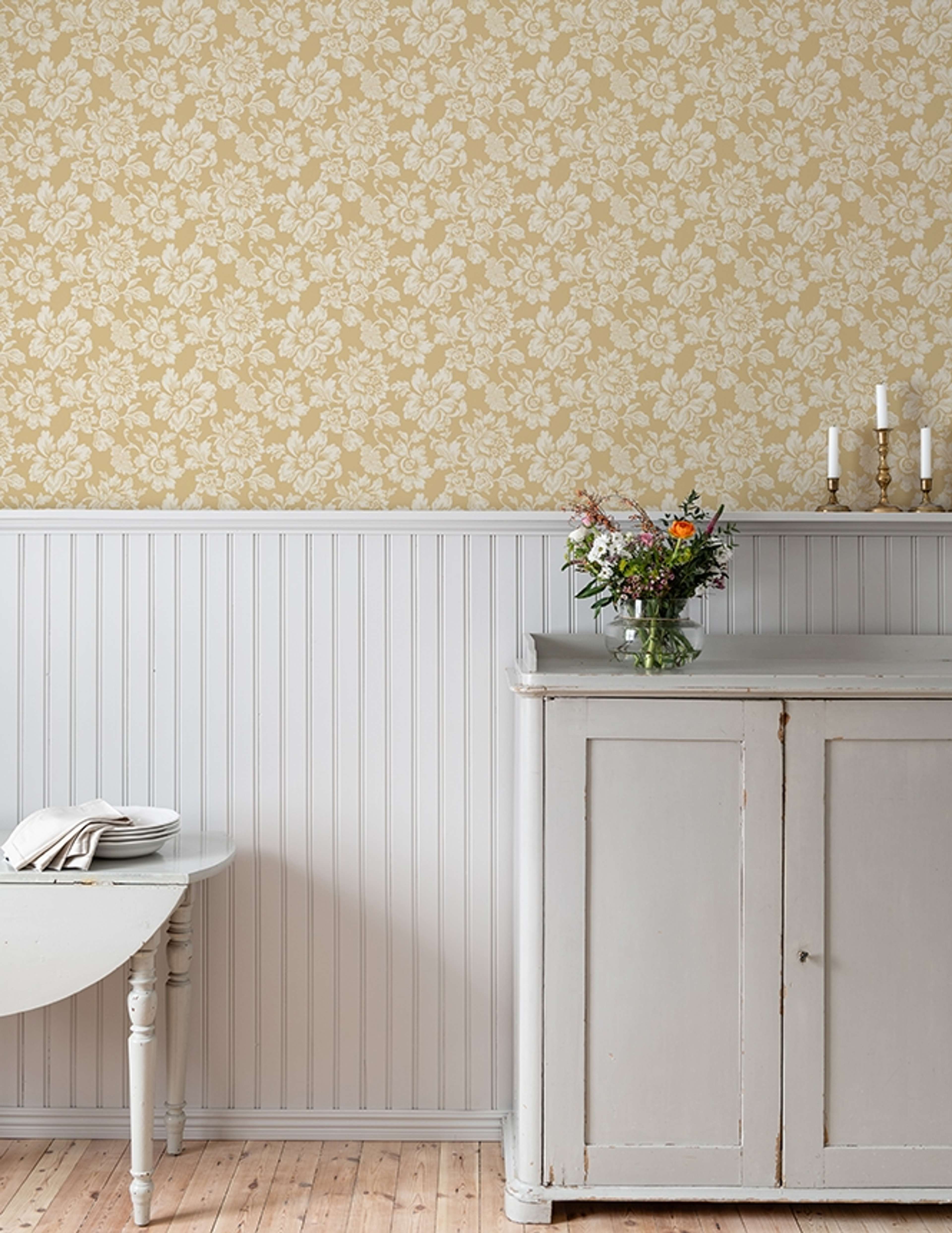 Högstatorpet, Gul tapet från duro med botaniskt mönster i gul. Från kollektionen Gammalsvenska QuickUp. Nonwoven-material med rak passning.​​​​‌﻿‍﻿​‍​‍‌‍﻿﻿‌﻿​‍‌‍‍‌‌‍‌﻿‌‍‍‌‌‍﻿‍​‍​‍​﻿‍‍​‍​‍‌﻿​﻿‌‍​‌‌‍﻿‍‌‍‍‌‌﻿‌​‌﻿‍‌​‍﻿‍‌‍‍‌‌‍﻿﻿​‍​‍​‍﻿​​‍​‍‌‍‍​‌﻿​‍‌‍‌‌‌‍‌‍​‍​‍​﻿‍‍​‍​‍‌‍‍​‌﻿‌​‌﻿‌​‌﻿​​‌﻿​﻿​﻿‍‍​‍﻿﻿​‍﻿﻿‌﻿‌﻿‌﻿‌﻿‌﻿‌﻿​‍﻿‍‌‍​﻿‌‍﻿﻿‌‍﻿​‌‍﻿﻿‌﻿​‍‌‍​‌‌‍﻿‌‌‍​‌​‍﻿‍‌﻿​﻿‌‍‌‌​‍﻿﻿‌﻿​﻿‌﻿‌​‌﻿‌‌‌‍‌​‌‍‍‌‌‍﻿﻿​‍﻿﻿‌‍‍‌‌‍﻿‍‌﻿‌​‌‍‌‌‌‍﻿‍‌﻿‌​​‍﻿﻿‌‍‌‌‌‍‌​‌‍‍‌‌﻿‌​​‍﻿﻿‌‍﻿‌‌‍﻿﻿‌‍‌​‌‍‌‌​﻿﻿‌‌﻿​​‌﻿​‍‌‍‌‌‌﻿​﻿‌‍‌‌‌‍﻿‍‌﻿‌​‌‍​‌‌﻿‌​‌‍‍‌‌‍﻿﻿‌‍﻿‍​﻿‍﻿‌‍‍‌‌‍‌​​﻿﻿‌‌‍‍‌‌‍﻿‌‌‍​‌‌‍‌﻿‌‍‌‌​‍﻿‌​﻿‌﻿‌‍​‍‌‍‌‍​﻿​﻿‌‍‌‍​﻿‍​​﻿‌​​﻿‍‌‌‍‌‌​﻿​​​﻿‍​​﻿​﻿‌‍‌‍​﻿‌‍​﻿​​​﻿‍​​﻿​​​﻿‍‌​﻿‌‌​﻿​﻿​﻿‌‌‌‍​‍‌‍​‌​﻿​‌​﻿​‍‌‍‌‌​﻿​‌​﻿‍​​﻿‌‍‌‍​‍‌‍​‌​﻿‌‌​﻿‌​​﻿​‌‌‍​‍​﻿‌‌‌‍‌​‌‍​‍‌‍‌​‌‍‌‌​‍﻿‌​﻿‌‍​﻿‌‍​﻿‌‌‌﻿‍​​﻿‍​​﻿‌‍​﻿​‌​‍﻿‌‌‍‍‍‌﻿​​‌‍‌﻿​﻿‍﻿‌﻿‌​‌﻿‍‌‌﻿​​‌‍‌‌​﻿﻿‌‌﻿​﻿‌‍​‌‌‍﻿‍‌‍‍‌‌﻿‌​‌﻿‍‌​‍﻿‍‌‍‍‌‌‍﻿‌‌‍​‌‌‍‌﻿‌‍‌‌‌​​‌‌﻿​﻿‌﻿​﻿‌‍‌‌‌﻿‌​​﻿‍﻿‌﻿​​‌‍​‌‌﻿‌​‌‍‍​​﻿﻿‌‌‍​‌‌‍﻿​‌﻿‌​‌‌‌​‌‍‌‌‌﻿‍​‌﻿‌​​﻿﻿﻿‌‍​‍‌‍​‌‌﻿​﻿‌‍‌‌‌‌‌‌‌﻿​‍‌‍﻿​​﻿﻿‌‌‍‍​‌﻿‌​‌﻿‌​‌﻿​​‌﻿​﻿​‍‌‌​﻿​﻿‌​​‌​‍‌‌​﻿​‍‌​‌‍​‍‌‌​﻿​‍‌​‌‍‌﻿‌﻿‌﻿‌﻿‌﻿‌﻿​‍﻿‍‌‍​﻿‌‍﻿﻿‌‍﻿​‌‍﻿﻿‌﻿​‍‌‍​‌‌‍﻿‌‌‍​‌​‍﻿‍‌﻿​﻿‌‍‌‌​‍‌‌​﻿​‍‌​‌‍‌﻿​﻿‌﻿‌​‌﻿‌‌‌‍‌​‌‍‍‌‌‍﻿﻿​‍‌‍‌‍‍‌‌‍‌​​﻿﻿‌‌‍‍‌‌‍﻿‌‌‍​‌‌‍‌﻿‌‍‌‌​‍﻿‌​﻿‌﻿‌‍​‍‌‍‌‍​﻿​﻿‌‍‌‍​﻿‍​​﻿‌​​﻿‍‌‌‍‌‌​﻿​​​﻿‍​​﻿​﻿‌‍‌‍​﻿‌‍​﻿​​​﻿‍​​﻿​​​﻿‍‌​﻿‌‌​﻿​﻿​﻿‌‌‌‍​‍‌‍​‌​﻿​‌​﻿​‍‌‍‌‌​﻿​‌​﻿‍​​﻿‌‍‌‍​‍‌‍​‌​﻿‌‌​﻿‌​​﻿​‌‌‍​‍​﻿‌‌‌‍‌​‌‍​‍‌‍‌​‌‍‌‌​‍﻿‌​﻿‌‍​﻿‌‍​﻿‌‌‌﻿‍​​﻿‍​​﻿‌‍​﻿​‌​‍﻿‌‌‍‍‍‌﻿​​‌‍‌﻿​‍‌‍‌﻿‌​‌﻿‍‌‌﻿​​‌‍‌‌​﻿﻿‌‌﻿​﻿‌‍​‌‌‍﻿‍‌‍‍‌‌﻿‌​‌﻿‍‌​‍﻿‍‌‍‍‌‌‍﻿‌‌‍​‌‌‍‌﻿‌‍‌‌‌​​‌‌﻿​﻿‌﻿​﻿‌‍‌‌‌﻿‌​​‍‌‍‌﻿​​‌‍​‌‌﻿‌​‌‍‍​​﻿﻿‌‌‍​‌‌‍﻿​‌﻿‌​‌‌‌​‌‍‌‌‌﻿‍​‌﻿‌​​‍‌‍‌﻿​​‌‍‌‌‌﻿​‍‌﻿​﻿‌﻿​​‌‍‌‌‌‍​﻿‌﻿‌​‌‍‍‌‌﻿‌‍‌‍‌‌​﻿﻿‌‌﻿​​‌﻿‌‌‌‍​‍‌‍﻿​‌‍‍‌‌﻿​﻿‌‍‍​‌‍‌‌‌‍‌​​‍​‍‌﻿﻿‌