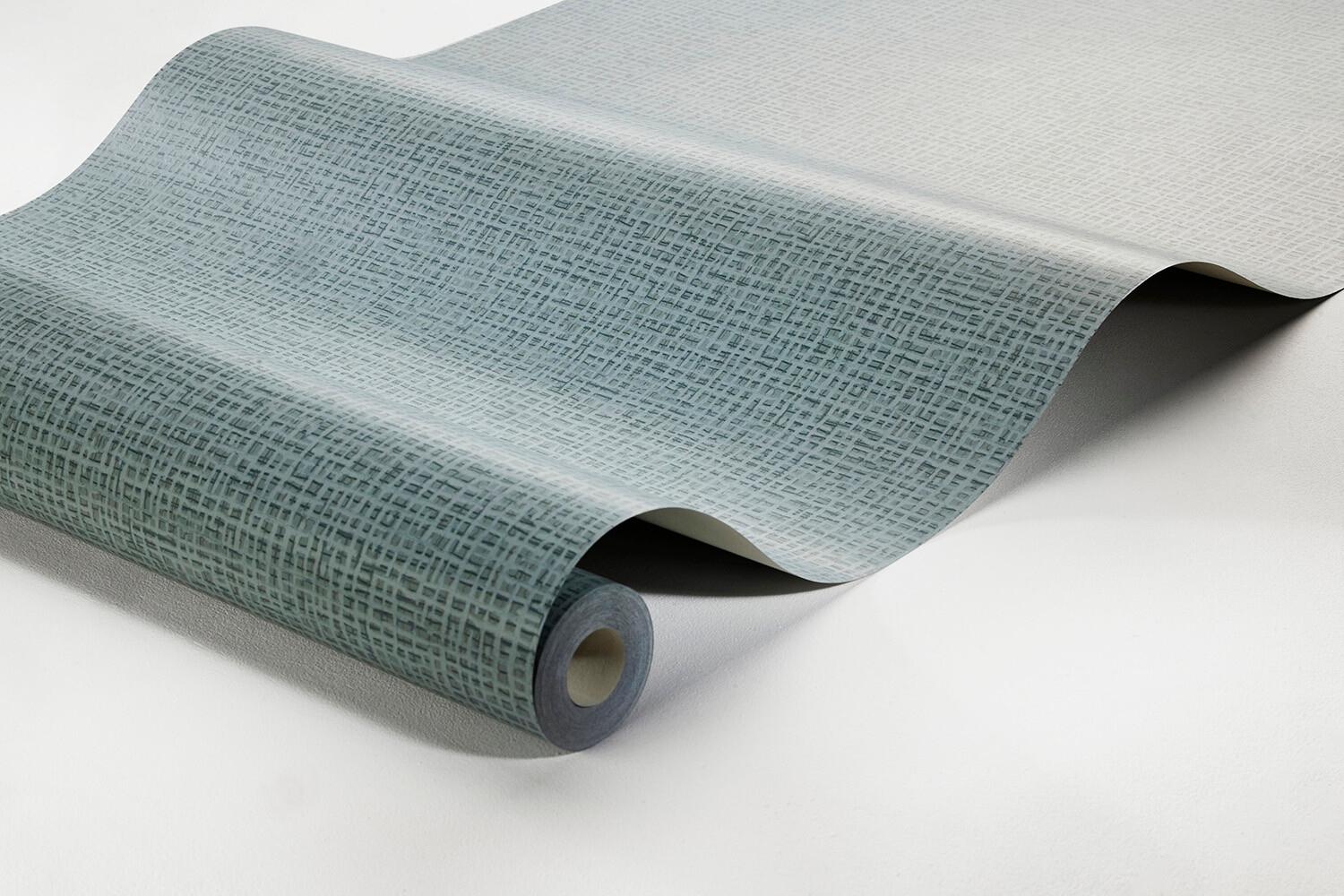 Vivalla tapet enfärgad i blå. Från kollektionen Alla Tiders Hus. Nonwoven-material. Passar i vardagsrum, matsal och kök.