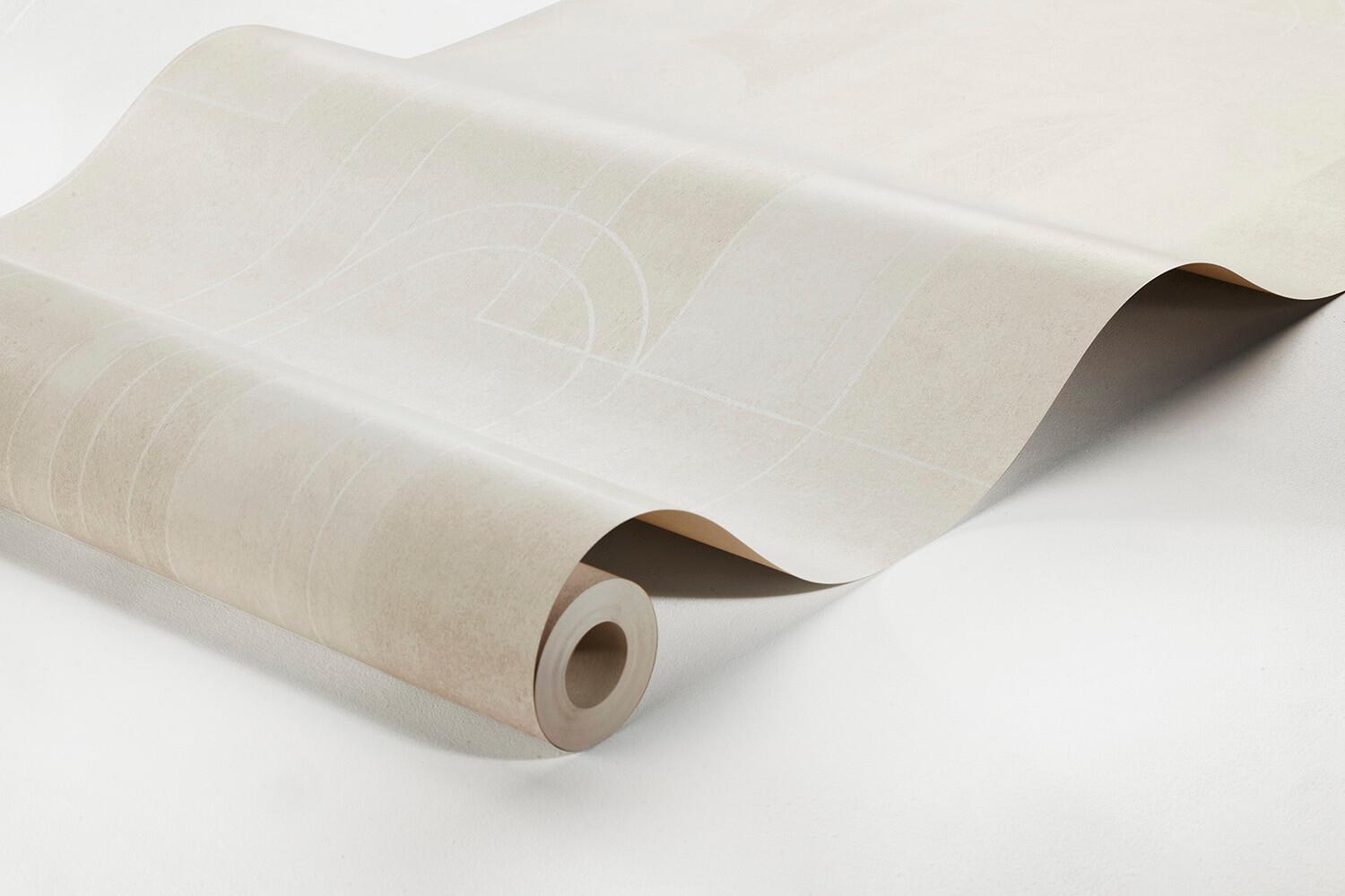 Sjöhagen tapet med grafiskt mönster i beige. Från kollektionen Alla Tiders Hus. Nonwoven-material med förskjuten passning. Passar i vardagsrum, matsal och kök.