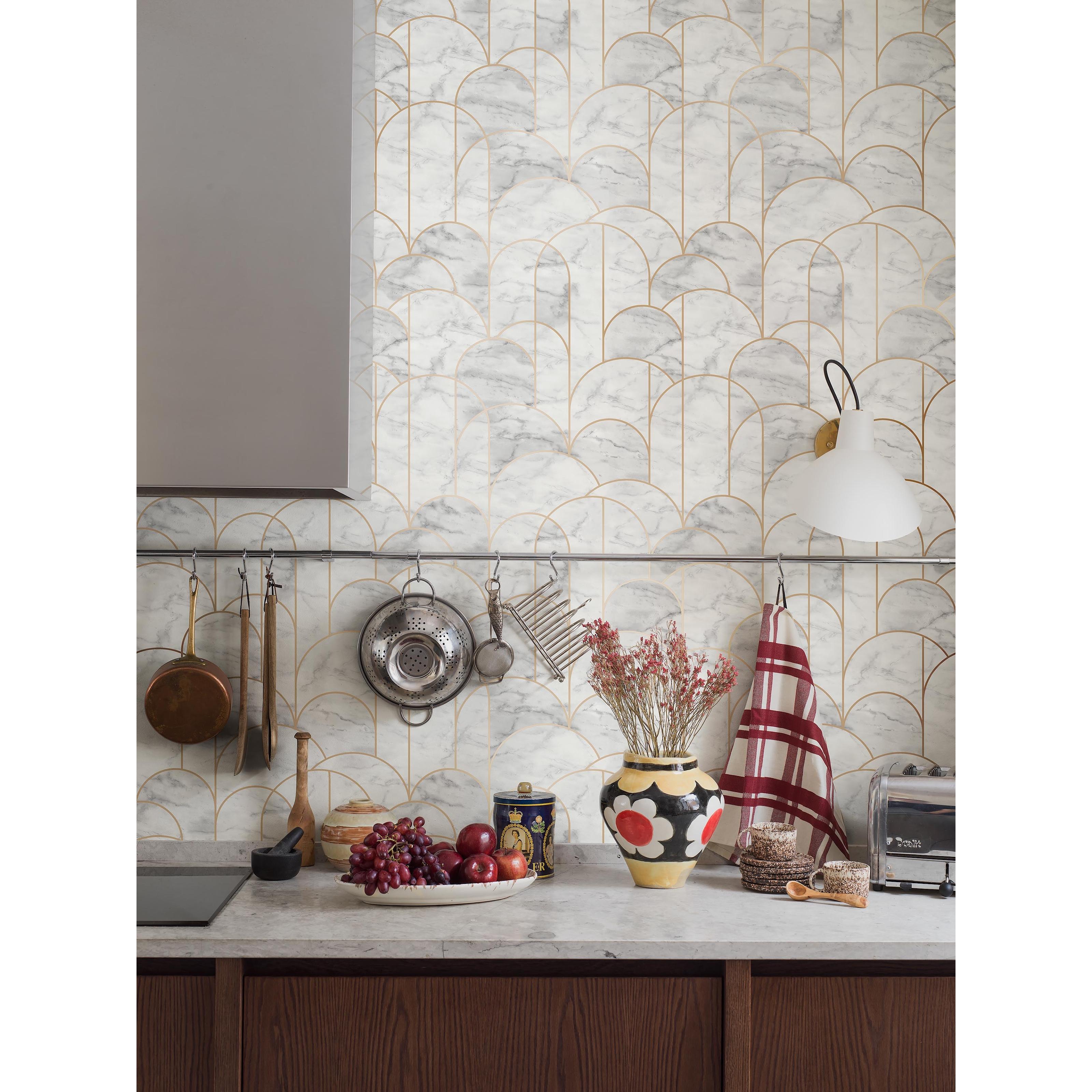 Arch vit, tapet tapet med grafiskt mönster i vit. Från kollektionen Graphics. Nonwoven-material med rak passning. Passar i kök.