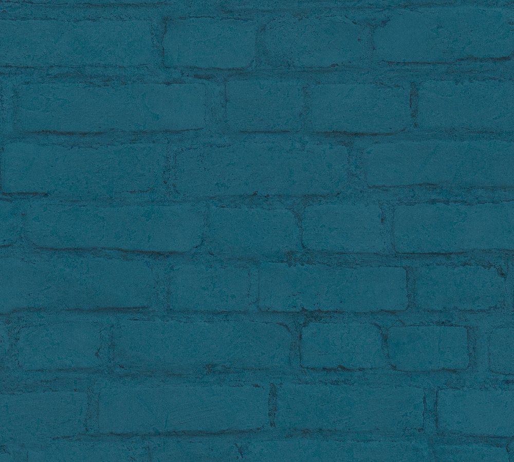 Tibo, tapet i blått tegel tapet med tegelsten mönster i blå. Från kollektionen new studio. Nonwoven-material med förskjuten passning. Passar i vardagsrum och matsal.