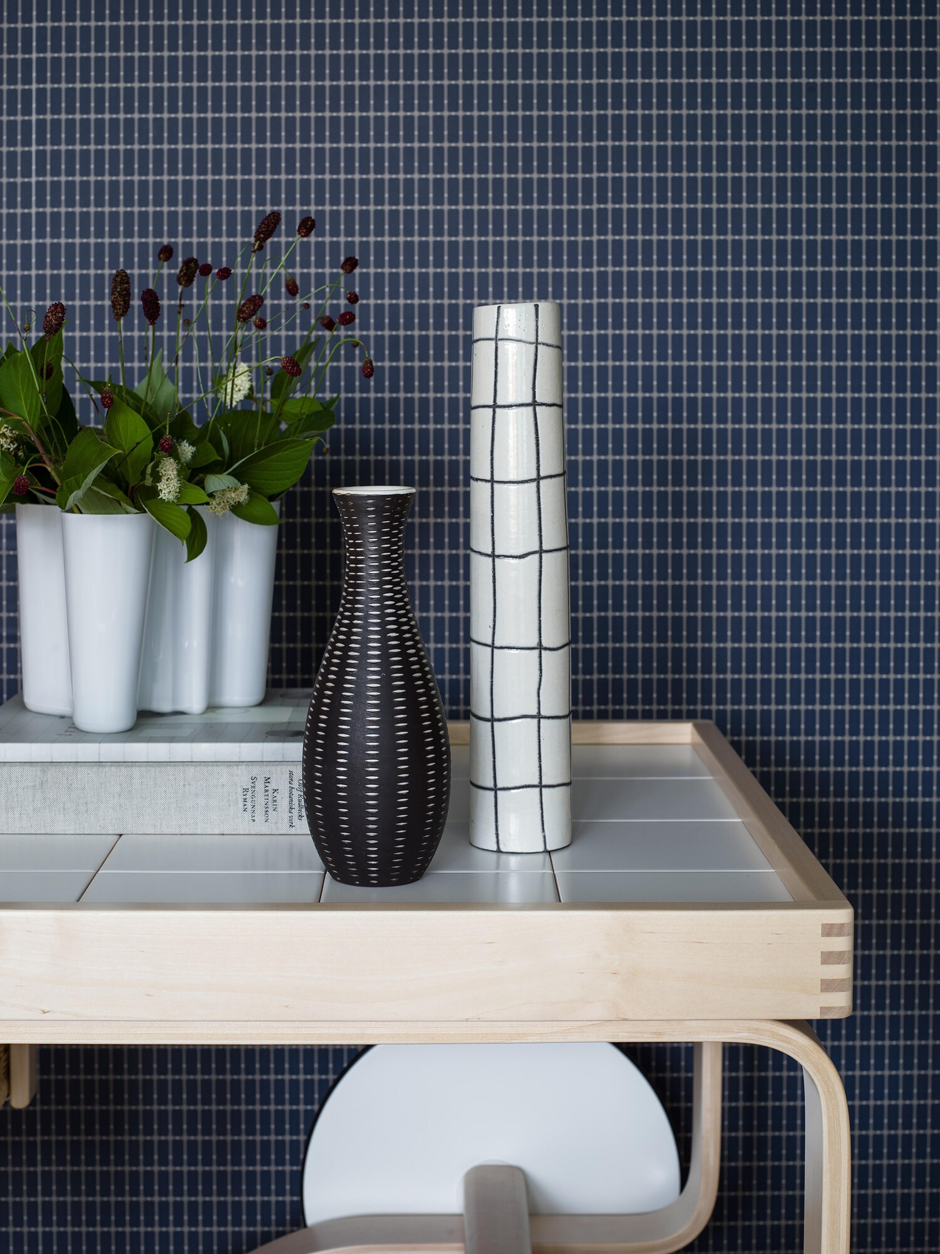 Alvar Aalto M.I.T tapet med rutigt, retro mönster i blå. Från kollektionen Scandinavian Designers III. Nonwoven-material med rak passning. Vintage-stil.​​​​‌﻿‍﻿​‍​‍‌‍﻿﻿‌﻿​‍‌‍‍‌‌‍‌﻿‌‍‍‌‌‍﻿‍​‍​‍​﻿‍‍​‍​‍‌﻿​﻿‌‍​‌‌‍﻿‍‌‍‍‌‌﻿‌​‌﻿‍‌​‍﻿‍‌‍‍‌‌‍﻿﻿​‍​‍​‍﻿​​‍​‍‌‍‍​‌﻿​‍‌‍‌‌‌‍‌‍​‍​‍​﻿‍‍​‍​‍‌‍‍​‌﻿‌​‌﻿‌​‌﻿​​‌﻿​﻿​﻿‍‍​‍﻿﻿​‍﻿﻿‌﻿‌﻿‌﻿‌﻿‌﻿‌﻿​‍﻿‍‌‍​﻿‌‍﻿﻿‌‍﻿​‌‍﻿﻿‌﻿​‍‌‍​‌‌‍﻿‌‌‍​‌​‍﻿‍‌﻿​﻿‌‍‌‌​‍﻿﻿‌﻿​﻿‌﻿‌​‌﻿‌‌‌‍‌​‌‍‍‌‌‍﻿﻿​‍﻿﻿‌‍‍‌‌‍﻿‍‌﻿‌​‌‍‌‌‌‍﻿‍‌﻿‌​​‍﻿﻿‌‍‌‌‌‍‌​‌‍‍‌‌﻿‌​​‍﻿﻿‌‍﻿‌‌‍﻿﻿‌‍‌​‌‍‌‌​﻿﻿‌‌﻿​​‌﻿​‍‌‍‌‌‌﻿​﻿‌‍‌‌‌‍﻿‍‌﻿‌​‌‍​‌‌﻿‌​‌‍‍‌‌‍﻿﻿‌‍﻿‍​﻿‍﻿‌‍‍‌‌‍‌​​﻿﻿‌‌‍‍‌‌‍﻿‌‌‍​‌‌‍‌﻿‌‍‌‌​‍﻿‌​﻿‍​​﻿‌‌​﻿‌‌‌‍‌‍‌‍‌‌‌‍​‌​﻿‌‍​﻿​‍​﻿​​​﻿‍‌‌‍‌‌‌‍​‌​﻿‌‍​﻿‌‍‌‍​‌​﻿‌​​﻿‌‌​﻿‌​​﻿​‍​﻿‌‌​﻿‌‍​﻿​‌​﻿‍​​﻿​‍​﻿‌‍‌‍‌‍​﻿‍‌​﻿​‍‌‍​‍​﻿​﻿​﻿‌﻿‌‍‌‌​﻿‍​​﻿‌​‌‍​﻿​﻿​​​﻿​​​﻿‌‌‌‍​﻿​﻿‌‍​‍﻿‌​﻿​‌​﻿‌‌​﻿​​​﻿​​‌﻿‍​​﻿​‍​﻿​​​﻿​​​﻿​​​‍﻿‌‌‍‍‍‌﻿​​‌‍‌﻿​﻿‍﻿‌﻿‌​‌﻿‍‌‌﻿​​‌‍‌‌​﻿﻿‌‌﻿​﻿‌‍​‌‌‍﻿‍‌‍‍‌‌﻿‌​‌﻿‍‌​‍﻿‍‌‍‍‌‌‍﻿‌‌‍​‌‌‍‌﻿‌‍‌‌‌​​‌‌﻿​﻿‌﻿​﻿‌‍‌‌‌﻿‌​​﻿‍﻿‌﻿​​‌‍​‌‌﻿‌​‌‍‍​​﻿﻿‌‌‍​‌‌‍﻿​‌﻿‌​‌‌‌​‌‍‌‌‌﻿‍​‌﻿‌​​﻿﻿﻿‌‍​‍‌‍​‌‌﻿​﻿‌‍‌‌‌‌‌‌‌﻿​‍‌‍﻿​​﻿﻿‌‌‍‍​‌﻿‌​‌﻿‌​‌﻿​​‌﻿​﻿​‍‌‌​﻿​﻿‌​​‌​‍‌‌​﻿​‍‌​‌‍​‍‌‌​﻿​‍‌​‌‍‌﻿‌﻿‌﻿‌﻿‌﻿‌﻿​‍﻿‍‌‍​﻿‌‍﻿﻿‌‍﻿​‌‍﻿﻿‌﻿​‍‌‍​‌‌‍﻿‌‌‍​‌​‍﻿‍‌﻿​﻿‌‍‌‌​‍‌‌​﻿​‍‌​‌‍‌﻿​﻿‌﻿‌​‌﻿‌‌‌‍‌​‌‍‍‌‌‍﻿﻿​‍‌‍‌‍‍‌‌‍‌​​﻿﻿‌‌‍‍‌‌‍﻿‌‌‍​‌‌‍‌﻿‌‍‌‌​‍﻿‌​﻿‍​​﻿‌‌​﻿‌‌‌‍‌‍‌‍‌‌‌‍​‌​﻿‌‍​﻿​‍​﻿​​​﻿‍‌‌‍‌‌‌‍​‌​﻿‌‍​﻿‌‍‌‍​‌​﻿‌​​﻿‌‌​﻿‌​​﻿​‍​﻿‌‌​﻿‌‍​﻿​‌​﻿‍​​﻿​‍​﻿‌‍‌‍‌‍​﻿‍‌​﻿​‍‌‍​‍​﻿​﻿​﻿‌﻿‌‍‌‌​﻿‍​​﻿‌​‌‍​﻿​﻿​​​﻿​​​﻿‌‌‌‍​﻿​﻿‌‍​‍﻿‌​﻿​‌​﻿‌‌​﻿​​​﻿​​‌﻿‍​​﻿​‍​﻿​​​﻿​​​﻿​​​‍﻿‌‌‍‍‍‌﻿​​‌‍‌﻿​‍‌‍‌﻿‌​‌﻿‍‌‌﻿​​‌‍‌‌​﻿﻿‌‌﻿​﻿‌‍​‌‌‍﻿‍‌‍‍‌‌﻿‌​‌﻿‍‌​‍﻿‍‌‍‍‌‌‍﻿‌‌‍​‌‌‍‌﻿‌‍‌‌‌​​‌‌﻿​﻿‌﻿​﻿‌‍‌‌‌﻿‌​​‍‌‍‌﻿​​‌‍​‌‌﻿‌​‌‍‍​​﻿﻿‌‌‍​‌‌‍﻿​‌﻿‌​‌‌‌​‌‍‌‌‌﻿‍​‌﻿‌​​‍‌‍‌﻿​​‌‍‌‌‌﻿​‍‌﻿​﻿‌﻿​​‌‍‌‌‌‍​﻿‌﻿‌​‌‍‍‌‌﻿‌‍‌‍‌‌​﻿﻿‌‌﻿​​‌﻿‌‌‌‍​‍‌‍﻿​‌‍‍‌‌﻿​﻿‌‍‍​‌‍‌‌‌‍‌​​‍​‍‌﻿﻿‌