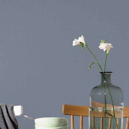 Linne, Mörkblå tapet från duro enfärgad i blå. Från kollektionen Rand & Kulör. Nonwoven-material.