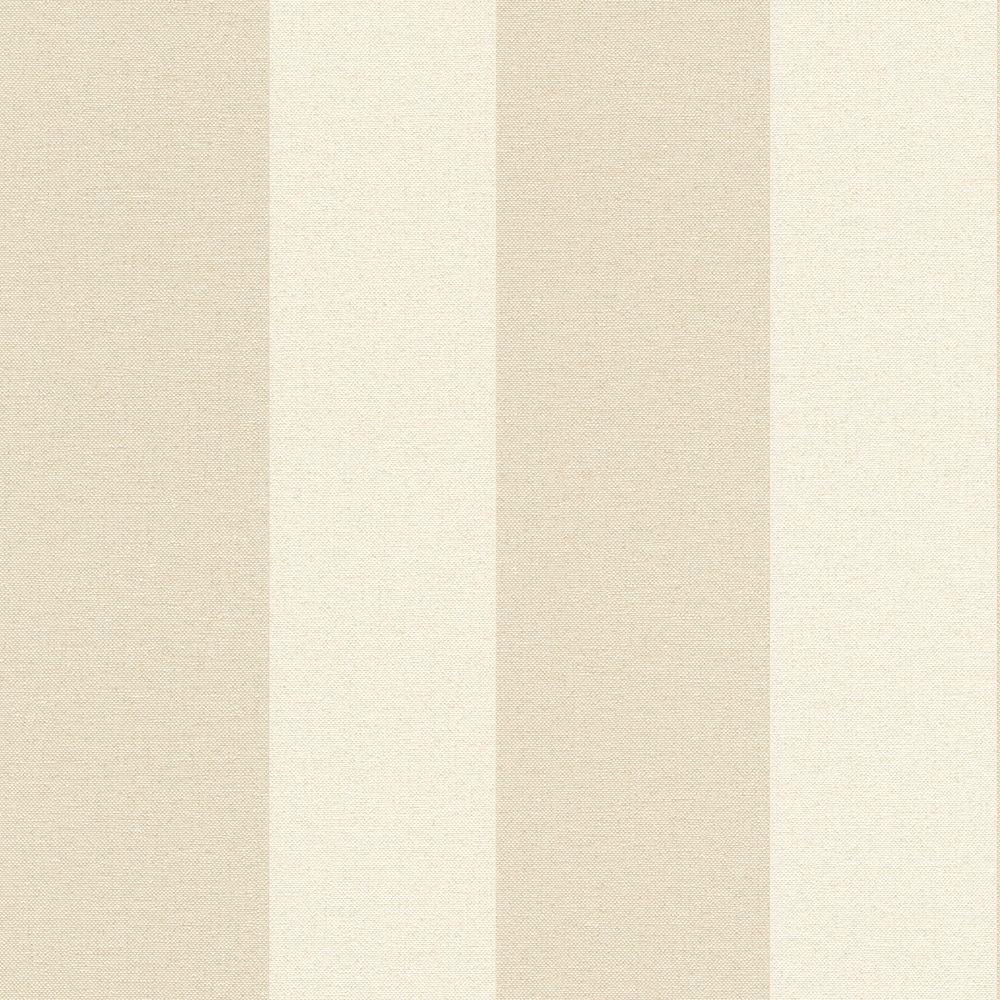 Indra 295749 tapet med randigt mönster i beige. Från kollektionen Indra. Nonwoven-material. Passar i vardagsrum och matsal.