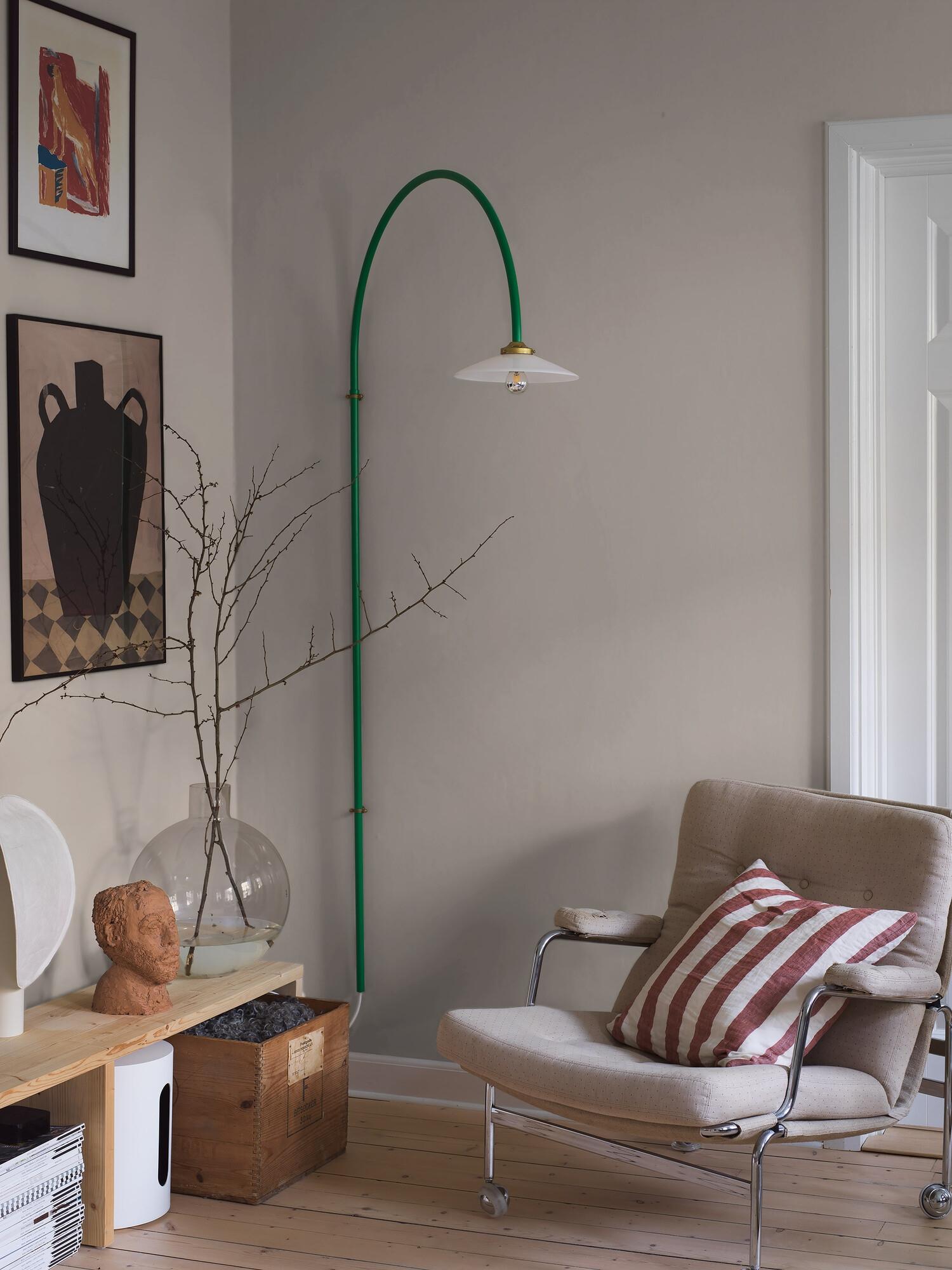 Raw Linen tapet enfärgad i beige. Från kollektionen Pigment. Nonwoven-material.