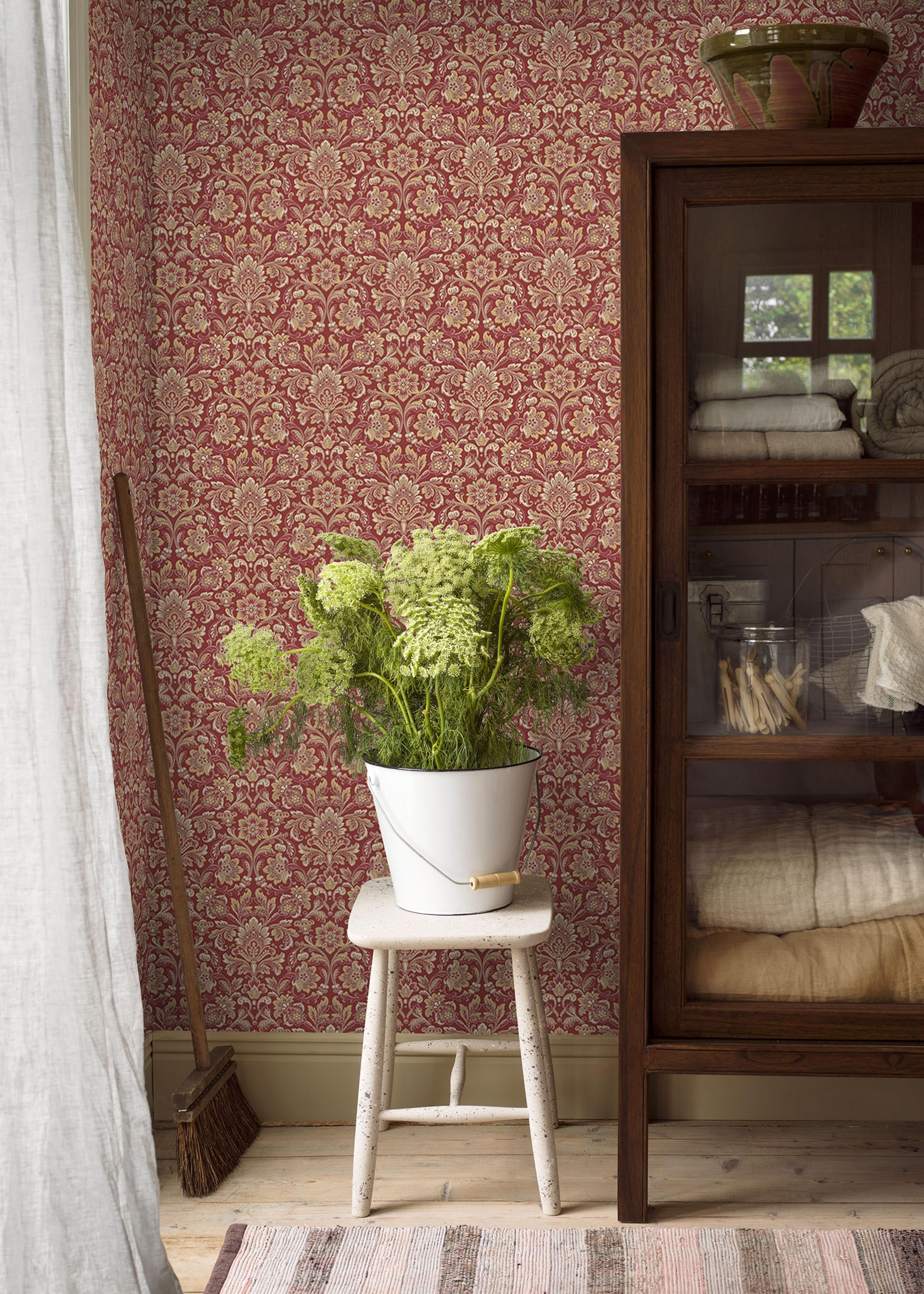 Foglavik, vinröd tapet från Boråstapeter med medaljonger mönster i röd och brun. Från kollektionen anno. Nonwoven-material med rak passning. Passar i sovrum och matsal.​​​​‌﻿‍﻿​‍​‍‌‍﻿﻿‌﻿​‍‌‍‍‌‌‍‌﻿‌‍‍‌‌‍﻿‍​‍​‍​﻿‍‍​‍​‍‌﻿​﻿‌‍​‌‌‍﻿‍‌‍‍‌‌﻿‌​‌﻿‍‌​‍﻿‍‌‍‍‌‌‍﻿﻿​‍​‍​‍﻿​​‍​‍‌‍‍​‌﻿​‍‌‍‌‌‌‍‌‍​‍​‍​﻿‍‍​‍​‍‌‍‍​‌﻿‌​‌﻿‌​‌﻿​​‌﻿​﻿​﻿‍‍​‍﻿﻿​‍﻿﻿‌﻿‌﻿‌﻿‌﻿‌﻿‌﻿​‍﻿‍‌‍​﻿‌‍﻿﻿‌‍﻿​‌‍﻿﻿‌﻿​‍‌‍​‌‌‍﻿‌‌‍​‌​‍﻿‍‌﻿​﻿‌‍‌‌​‍﻿﻿‌﻿​﻿‌﻿‌​‌﻿‌‌‌‍‌​‌‍‍‌‌‍﻿﻿​‍﻿﻿‌‍‍‌‌‍﻿‍‌﻿‌​‌‍‌‌‌‍﻿‍‌﻿‌​​‍﻿﻿‌‍‌‌‌‍‌​‌‍‍‌‌﻿‌​​‍﻿﻿‌‍﻿‌‌‍﻿﻿‌‍‌​‌‍‌‌​﻿﻿‌‌﻿​​‌﻿​‍‌‍‌‌‌﻿​﻿‌‍‌‌‌‍﻿‍‌﻿‌​‌‍​‌‌﻿‌​‌‍‍‌‌‍﻿﻿‌‍﻿‍​﻿‍﻿‌‍‍‌‌‍‌​​﻿﻿‌‌‍‍‌‌‍﻿‌‌‍​‌‌‍‌﻿‌‍‌‌​‍﻿‌​﻿‍​‌‍‌​‌‍‌‍‌‍‌‍‌‍​‌​﻿​‍​﻿‌‌‌‍‌​‌‍​‌​﻿​‌​﻿‌﻿​﻿‌﻿​﻿​​​﻿​​​﻿‌‌‌‍​﻿​﻿​​​﻿‍‌​﻿‍‌​﻿​‌​﻿‌﻿‌‍​‌​﻿​﻿‌‍​‍‌‍​‌​﻿​‍​﻿​‌‌‍​﻿‌‍‌‌‌‍‌‌​﻿‌﻿‌‍‌​​﻿‌‌​﻿‌​​﻿​‍​﻿‌​‌‍​﻿​﻿​‍​﻿‍​​﻿‍‌​‍﻿‌​﻿​‌​﻿‌‌​﻿​​​﻿​​‌﻿‍​​﻿​‍​﻿​‌​﻿​​​﻿​​​‍﻿‌‌‍‍‍‌﻿​​‌‍‌﻿​﻿‍﻿‌﻿‌​‌﻿‍‌‌﻿​​‌‍‌‌​﻿﻿‌‌﻿​﻿‌‍​‌‌‍﻿‍‌‍‍‌‌﻿‌​‌﻿‍‌​‍﻿‍‌‍‍‌‌‍﻿‌‌‍​‌‌‍‌﻿‌‍‌‌‌​​‌‌﻿​﻿‌﻿​﻿‌‍‌‌‌﻿‌​​﻿‍﻿‌﻿​​‌‍​‌‌﻿‌​‌‍‍​​﻿﻿‌‌‍​‌‌‍﻿​‌﻿‌​‌‌‌​‌‍‌‌‌﻿‍​‌﻿‌​​﻿﻿﻿‌‍​‍‌‍​‌‌﻿​﻿‌‍‌‌‌‌‌‌‌﻿​‍‌‍﻿​​﻿﻿‌‌‍‍​‌﻿‌​‌﻿‌​‌﻿​​‌﻿​﻿​‍‌‌​﻿​﻿‌​​‌​‍‌‌​﻿​‍‌​‌‍​‍‌‌​﻿​‍‌​‌‍‌﻿‌﻿‌﻿‌﻿‌﻿‌﻿​‍﻿‍‌‍​﻿‌‍﻿﻿‌‍﻿​‌‍﻿﻿‌﻿​‍‌‍​‌‌‍﻿‌‌‍​‌​‍﻿‍‌﻿​﻿‌‍‌‌​‍‌‌​﻿​‍‌​‌‍‌﻿​﻿‌﻿‌​‌﻿‌‌‌‍‌​‌‍‍‌‌‍﻿﻿​‍‌‍‌‍‍‌‌‍‌​​﻿﻿‌‌‍‍‌‌‍﻿‌‌‍​‌‌‍‌﻿‌‍‌‌​‍﻿‌​﻿‍​‌‍‌​‌‍‌‍‌‍‌‍‌‍​‌​﻿​‍​﻿‌‌‌‍‌​‌‍​‌​﻿​‌​﻿‌﻿​﻿‌﻿​﻿​​​﻿​​​﻿‌‌‌‍​﻿​﻿​​​﻿‍‌​﻿‍‌​﻿​‌​﻿‌﻿‌‍​‌​﻿​﻿‌‍​‍‌‍​‌​﻿​‍​﻿​‌‌‍​﻿‌‍‌‌‌‍‌‌​﻿‌﻿‌‍‌​​﻿‌‌​﻿‌​​﻿​‍​﻿‌​‌‍​﻿​﻿​‍​﻿‍​​﻿‍‌​‍﻿‌​﻿​‌​﻿‌‌​﻿​​​﻿​​‌﻿‍​​﻿​‍​﻿​‌​﻿​​​﻿​​​‍﻿‌‌‍‍‍‌﻿​​‌‍‌﻿​‍‌‍‌﻿‌​‌﻿‍‌‌﻿​​‌‍‌‌​﻿﻿‌‌﻿​﻿‌‍​‌‌‍﻿‍‌‍‍‌‌﻿‌​‌﻿‍‌​‍﻿‍‌‍‍‌‌‍﻿‌‌‍​‌‌‍‌﻿‌‍‌‌‌​​‌‌﻿​﻿‌﻿​﻿‌‍‌‌‌﻿‌​​‍‌‍‌﻿​​‌‍​‌‌﻿‌​‌‍‍​​﻿﻿‌‌‍​‌‌‍﻿​‌﻿‌​‌‌‌​‌‍‌‌‌﻿‍​‌﻿‌​​‍‌‍‌﻿​​‌‍‌‌‌﻿​‍‌﻿​﻿‌﻿​​‌‍‌‌‌‍​﻿‌﻿‌​‌‍‍‌‌﻿‌‍‌‍‌‌​﻿﻿‌‌﻿​​‌﻿‌‌‌‍​‍‌‍﻿​‌‍‍‌‌﻿​﻿‌‍‍​‌‍‌‌‌‍‌​​‍​‍‌﻿﻿‌