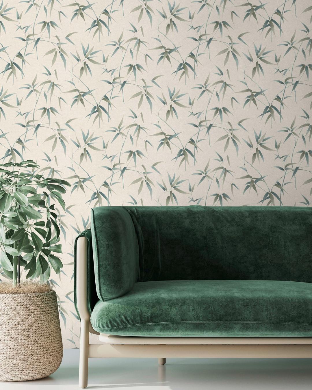 Indra 292151 tapet med botaniskt mönster i beige. Från kollektionen Indra. Nonwoven-material med förskjuten passning. Passar i vardagsrum och matsal.