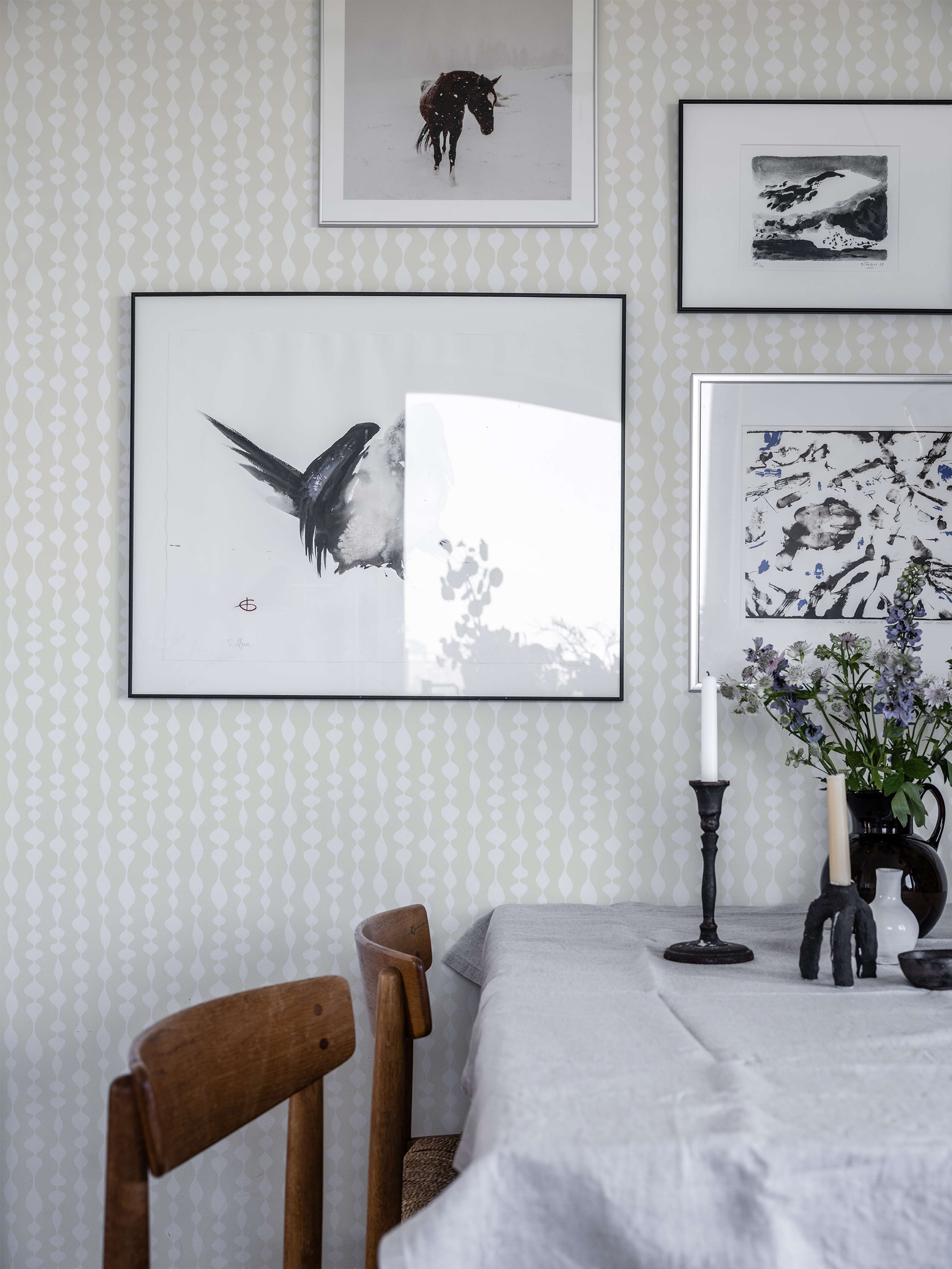 Margaret Rose vit tapet med grafiskt mönster i vit. Från kollektionen Gammalsvenska klassiker 1850–1950. Nonwoven-material med rak passning.​​​​‌﻿‍﻿​‍​‍‌‍﻿﻿‌﻿​‍‌‍‍‌‌‍‌﻿‌‍‍‌‌‍﻿‍​‍​‍​﻿‍‍​‍​‍‌﻿​﻿‌‍​‌‌‍﻿‍‌‍‍‌‌﻿‌​‌﻿‍‌​‍﻿‍‌‍‍‌‌‍﻿﻿​‍​‍​‍﻿​​‍​‍‌‍‍​‌﻿​‍‌‍‌‌‌‍‌‍​‍​‍​﻿‍‍​‍​‍‌‍‍​‌﻿‌​‌﻿‌​‌﻿​​‌﻿​﻿​﻿‍‍​‍﻿﻿​‍﻿﻿‌﻿‌﻿‌﻿‌﻿‌﻿‌﻿​‍﻿‍‌‍​﻿‌‍﻿﻿‌‍﻿​‌‍﻿﻿‌﻿​‍‌‍​‌‌‍﻿‌‌‍​‌​‍﻿‍‌﻿​﻿‌‍‌‌​‍﻿﻿‌﻿​﻿‌﻿‌​‌﻿‌‌‌‍‌​‌‍‍‌‌‍﻿﻿​‍﻿﻿‌‍‍‌‌‍﻿‍‌﻿‌​‌‍‌‌‌‍﻿‍‌﻿‌​​‍﻿﻿‌‍‌‌‌‍‌​‌‍‍‌‌﻿‌​​‍﻿﻿‌‍﻿‌‌‍﻿﻿‌‍‌​‌‍‌‌​﻿﻿‌‌﻿​​‌﻿​‍‌‍‌‌‌﻿​﻿‌‍‌‌‌‍﻿‍‌﻿‌​‌‍​‌‌﻿‌​‌‍‍‌‌‍﻿﻿‌‍﻿‍​﻿‍﻿‌‍‍‌‌‍‌​​﻿﻿‌‌‍‍‌‌‍﻿‌‌‍​‌‌‍‌﻿‌‍‌‌​‍﻿‌​﻿‍‌​﻿‌​​﻿‌﻿​﻿‌​​﻿​​​﻿‌‍​﻿​‌​﻿‌‌‌‍​‍​﻿‌​​﻿​﻿​﻿​﻿​﻿​﻿​﻿​‌​﻿​﻿‌‍‌‍​﻿​‌​﻿​‌‌‍‌‍‌‍​‍​﻿‌‍​﻿​‌‌‍​﻿​﻿​‍​﻿​​‌‍​﻿‌‍​﻿​﻿‌‌​﻿​‍​﻿‌​​﻿‌‌​﻿‌﻿​﻿​​‌‍​‍​﻿​‍​﻿‍​​﻿‌‍​﻿‍‌​﻿‌‍​﻿​‍​‍﻿‌​﻿​‍​﻿​​​﻿‍​​﻿‌﻿‌﻿‍​​﻿​‍​﻿‌﻿​﻿‍​​﻿​‍​‍﻿‌‌‍‍‍‌﻿​​‌‍‌﻿​﻿‍﻿‌﻿‌​‌﻿‍‌‌﻿​​‌‍‌‌​﻿﻿‌‌﻿​﻿‌‍​‌‌‍﻿‍‌‍‍‌‌﻿‌​‌﻿‍‌​‍﻿‍‌‍‍‌‌‍﻿‌‌‍​‌‌‍‌﻿‌‍‌‌‌​​‌‌﻿​﻿‌﻿​﻿‌‍‌‌‌﻿‌​​﻿‍﻿‌﻿​​‌‍​‌‌﻿‌​‌‍‍​​﻿﻿‌‌‍​‌‌‍﻿​‌﻿‌​‌‌‌​‌‍‌‌‌﻿‍​‌﻿‌​​﻿﻿﻿‌‍​‍‌‍​‌‌﻿​﻿‌‍‌‌‌‌‌‌‌﻿​‍‌‍﻿​​﻿﻿‌‌‍‍​‌﻿‌​‌﻿‌​‌﻿​​‌﻿​﻿​‍‌‌​﻿​﻿‌​​‌​‍‌‌​﻿​‍‌​‌‍​‍‌‌​﻿​‍‌​‌‍‌﻿‌﻿‌﻿‌﻿‌﻿‌﻿​‍﻿‍‌‍​﻿‌‍﻿﻿‌‍﻿​‌‍﻿﻿‌﻿​‍‌‍​‌‌‍﻿‌‌‍​‌​‍﻿‍‌﻿​﻿‌‍‌‌​‍‌‌​﻿​‍‌​‌‍‌﻿​﻿‌﻿‌​‌﻿‌‌‌‍‌​‌‍‍‌‌‍﻿﻿​‍‌‍‌‍‍‌‌‍‌​​﻿﻿‌‌‍‍‌‌‍﻿‌‌‍​‌‌‍‌﻿‌‍‌‌​‍﻿‌​﻿‍‌​﻿‌​​﻿‌﻿​﻿‌​​﻿​​​﻿‌‍​﻿​‌​﻿‌‌‌‍​‍​﻿‌​​﻿​﻿​﻿​﻿​﻿​﻿​﻿​‌​﻿​﻿‌‍‌‍​﻿​‌​﻿​‌‌‍‌‍‌‍​‍​﻿‌‍​﻿​‌‌‍​﻿​﻿​‍​﻿​​‌‍​﻿‌‍​﻿​﻿‌‌​﻿​‍​﻿‌​​﻿‌‌​﻿‌﻿​﻿​​‌‍​‍​﻿​‍​﻿‍​​﻿‌‍​﻿‍‌​﻿‌‍​﻿​‍​‍﻿‌​﻿​‍​﻿​​​﻿‍​​﻿‌﻿‌﻿‍​​﻿​‍​﻿‌﻿​﻿‍​​﻿​‍​‍﻿‌‌‍‍‍‌﻿​​‌‍‌﻿​‍‌‍‌﻿‌​‌﻿‍‌‌﻿​​‌‍‌‌​﻿﻿‌‌﻿​﻿‌‍​‌‌‍﻿‍‌‍‍‌‌﻿‌​‌﻿‍‌​‍﻿‍‌‍‍‌‌‍﻿‌‌‍​‌‌‍‌﻿‌‍‌‌‌​​‌‌﻿​﻿‌﻿​﻿‌‍‌‌‌﻿‌​​‍‌‍‌﻿​​‌‍​‌‌﻿‌​‌‍‍​​﻿﻿‌‌‍​‌‌‍﻿​‌﻿‌​‌‌‌​‌‍‌‌‌﻿‍​‌﻿‌​​‍‌‍‌﻿​​‌‍‌‌‌﻿​‍‌﻿​﻿‌﻿​​‌‍‌‌‌‍​﻿‌﻿‌​‌‍‍‌‌﻿‌‍‌‍‌‌​﻿﻿‌‌﻿​​‌﻿‌‌‌‍​‍‌‍﻿​‌‍‍‌‌﻿​﻿‌‍‍​‌‍‌‌‌‍‌​​‍​‍‌﻿﻿‌