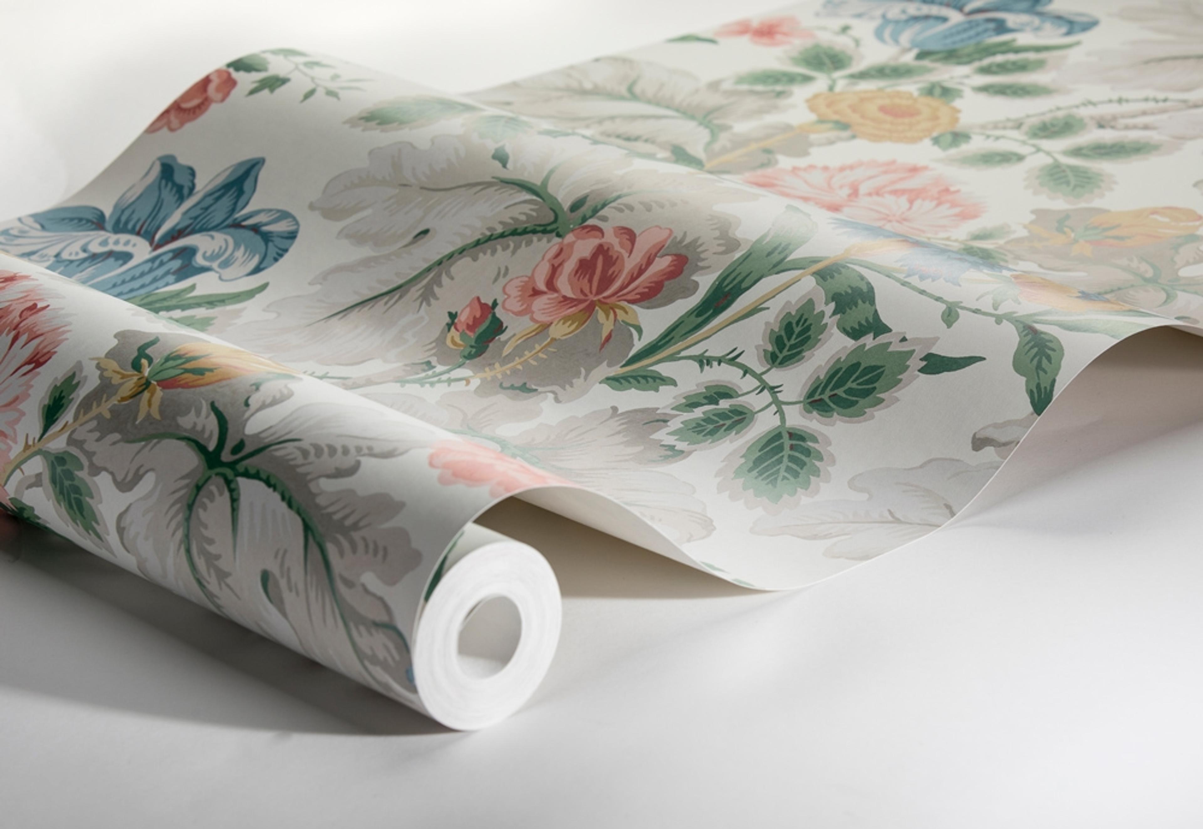 Carnation Garden tapet från Boråstapeter med blommigt mönster i vit. Från kollektionen New Heritage. Nonwoven-material med förskjuten passning. Country, city-stil.​​​​‌﻿‍﻿​‍​‍‌‍﻿﻿‌﻿​‍‌‍‍‌‌‍‌﻿‌‍‍‌‌‍﻿‍​‍​‍​﻿‍‍​‍​‍‌﻿​﻿‌‍​‌‌‍﻿‍‌‍‍‌‌﻿‌​‌﻿‍‌​‍﻿‍‌‍‍‌‌‍﻿﻿​‍​‍​‍﻿​​‍​‍‌‍‍​‌﻿​‍‌‍‌‌‌‍‌‍​‍​‍​﻿‍‍​‍​‍‌‍‍​‌﻿‌​‌﻿‌​‌﻿​​‌﻿​﻿​﻿‍‍​‍﻿﻿​‍﻿﻿‌﻿‌﻿‌﻿‌﻿‌﻿‌﻿​‍﻿‍‌‍​﻿‌‍﻿﻿‌‍﻿​‌‍﻿﻿‌﻿​‍‌‍​‌‌‍﻿‌‌‍​‌​‍﻿‍‌﻿​﻿‌‍‌‌​‍﻿﻿‌﻿​﻿‌﻿‌​‌﻿‌‌‌‍‌​‌‍‍‌‌‍﻿﻿​‍﻿﻿‌‍‍‌‌‍﻿‍‌﻿‌​‌‍‌‌‌‍﻿‍‌﻿‌​​‍﻿﻿‌‍‌‌‌‍‌​‌‍‍‌‌﻿‌​​‍﻿﻿‌‍﻿‌‌‍﻿﻿‌‍‌​‌‍‌‌​﻿﻿‌‌﻿​​‌﻿​‍‌‍‌‌‌﻿​﻿‌‍‌‌‌‍﻿‍‌﻿‌​‌‍​‌‌﻿‌​‌‍‍‌‌‍﻿﻿‌‍﻿‍​﻿‍﻿‌‍‍‌‌‍‌​​﻿﻿‌‌‍‍‌‌‍﻿‌‌‍​‌‌‍‌﻿‌‍‌‌​‍﻿‌​﻿‍‌​﻿‌‌​﻿​‌​﻿‌‌​﻿‍‌‌‍​‍‌‍​﻿​﻿​‍​﻿‌﻿​﻿‌‌‌‍‌​​﻿‍‌‌‍​﻿‌‍​‍​﻿‌﻿​﻿‌﻿​﻿‍​​﻿‍​​﻿‌﻿​﻿​‌‌‍‌‌‌‍​﻿​﻿‌﻿​﻿​‍​﻿​‍‌‍‌​​﻿‌‍​﻿​‍​﻿​‌​﻿‌‌​﻿‌‍​﻿‌​​﻿​​‌‍​‌​﻿‌‌‌‍​﻿​﻿‌​​﻿‌﻿​﻿‌​‌‍‌​​‍﻿‌​﻿​‌​﻿​​​﻿​​​﻿​​‌﻿‍​​﻿‌‍​﻿‍​​﻿‍‌​‍﻿‌‌‍‍‍‌﻿​​‌‍‌﻿​﻿‍﻿‌﻿‌​‌﻿‍‌‌﻿​​‌‍‌‌​﻿﻿‌‌﻿​﻿‌‍​‌‌‍﻿‍‌‍‍‌‌﻿‌​‌﻿‍‌​‍﻿‍‌‍‍‌‌‍﻿‌‌‍​‌‌‍‌﻿‌‍‌‌‌​​‌‌﻿​﻿‌﻿​﻿‌‍‌‌‌﻿‌​​﻿‍﻿‌﻿​​‌‍​‌‌﻿‌​‌‍‍​​﻿﻿‌‌‍​‌‌‍﻿​‌﻿‌​‌‌‌​‌‍‌‌‌﻿‍​‌﻿‌​​﻿﻿﻿‌‍​‍‌‍​‌‌﻿​﻿‌‍‌‌‌‌‌‌‌﻿​‍‌‍﻿​​﻿﻿‌‌‍‍​‌﻿‌​‌﻿‌​‌﻿​​‌﻿​﻿​‍‌‌​﻿​﻿‌​​‌​‍‌‌​﻿​‍‌​‌‍​‍‌‌​﻿​‍‌​‌‍‌﻿‌﻿‌﻿‌﻿‌﻿‌﻿​‍﻿‍‌‍​﻿‌‍﻿﻿‌‍﻿​‌‍﻿﻿‌﻿​‍‌‍​‌‌‍﻿‌‌‍​‌​‍﻿‍‌﻿​﻿‌‍‌‌​‍‌‌​﻿​‍‌​‌‍‌﻿​﻿‌﻿‌​‌﻿‌‌‌‍‌​‌‍‍‌‌‍﻿﻿​‍‌‍‌‍‍‌‌‍‌​​﻿﻿‌‌‍‍‌‌‍﻿‌‌‍​‌‌‍‌﻿‌‍‌‌​‍﻿‌​﻿‍‌​﻿‌‌​﻿​‌​﻿‌‌​﻿‍‌‌‍​‍‌‍​﻿​﻿​‍​﻿‌﻿​﻿‌‌‌‍‌​​﻿‍‌‌‍​﻿‌‍​‍​﻿‌﻿​﻿‌﻿​﻿‍​​﻿‍​​﻿‌﻿​﻿​‌‌‍‌‌‌‍​﻿​﻿‌﻿​﻿​‍​﻿​‍‌‍‌​​﻿‌‍​﻿​‍​﻿​‌​﻿‌‌​﻿‌‍​﻿‌​​﻿​​‌‍​‌​﻿‌‌‌‍​﻿​﻿‌​​﻿‌﻿​﻿‌​‌‍‌​​‍﻿‌​﻿​‌​﻿​​​﻿​​​﻿​​‌﻿‍​​﻿‌‍​﻿‍​​﻿‍‌​‍﻿‌‌‍‍‍‌﻿​​‌‍‌﻿​‍‌‍‌﻿‌​‌﻿‍‌‌﻿​​‌‍‌‌​﻿﻿‌‌﻿​﻿‌‍​‌‌‍﻿‍‌‍‍‌‌﻿‌​‌﻿‍‌​‍﻿‍‌‍‍‌‌‍﻿‌‌‍​‌‌‍‌﻿‌‍‌‌‌​​‌‌﻿​﻿‌﻿​﻿‌‍‌‌‌﻿‌​​‍‌‍‌﻿​​‌‍​‌‌﻿‌​‌‍‍​​﻿﻿‌‌‍​‌‌‍﻿​‌﻿‌​‌‌‌​‌‍‌‌‌﻿‍​‌﻿‌​​‍‌‍‌﻿​​‌‍‌‌‌﻿​‍‌﻿​﻿‌﻿​​‌‍‌‌‌‍​﻿‌﻿‌​‌‍‍‌‌﻿‌‍‌‍‌‌​﻿﻿‌‌﻿​​‌﻿‌‌‌‍​‍‌‍﻿​‌‍‍‌‌﻿​﻿‌‍‍​‌‍‌‌‌‍‌​​‍​‍‌﻿﻿‌