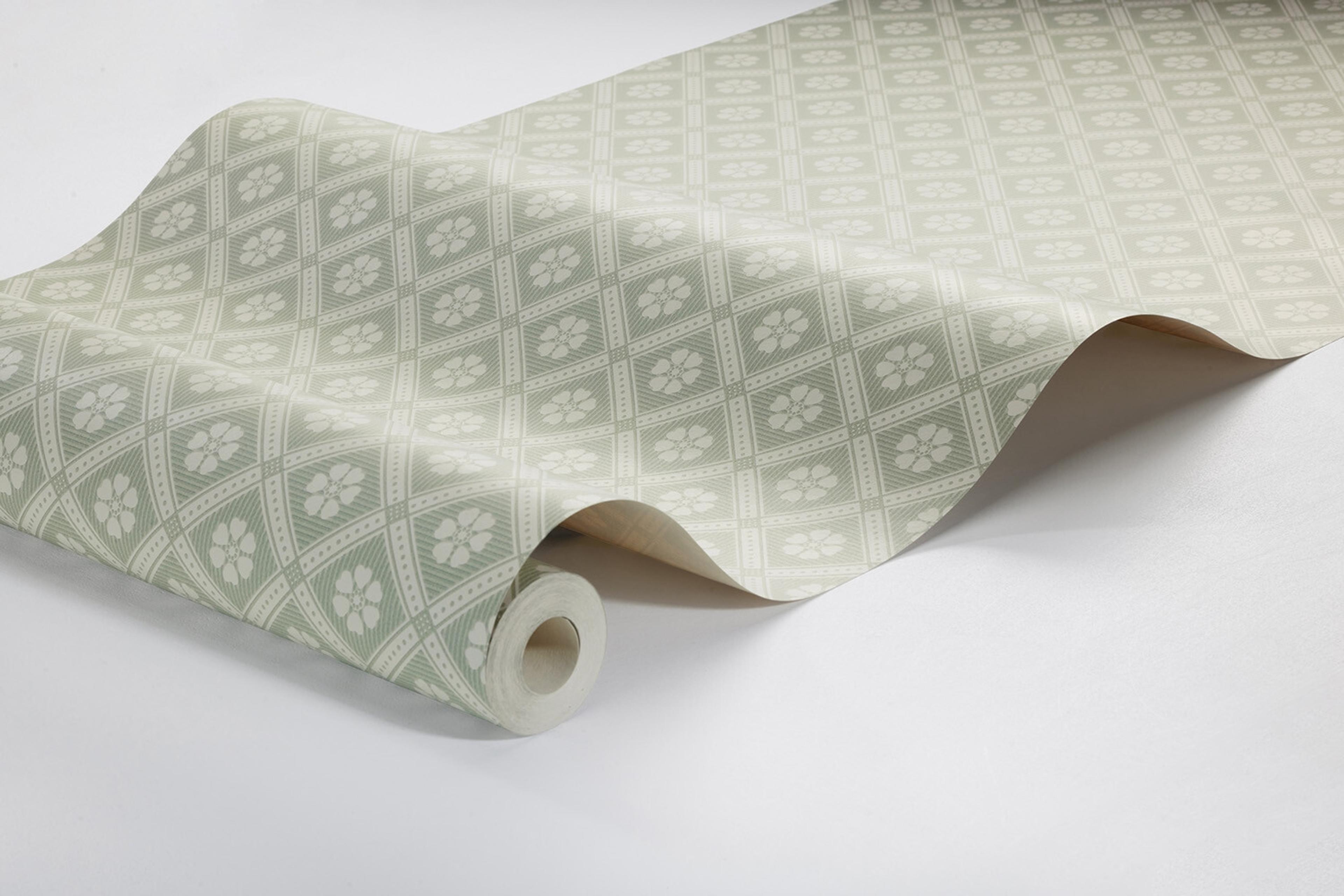 Love tapet med trellis mönster i grön och beige. Från kollektionen New Heritage. Nonwoven-material med rak passning. Passar i matsal, kök och hall.