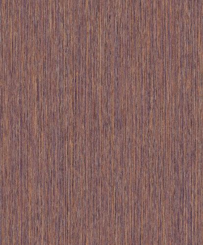 Barque purple tapet med randigt mönster i lila. Från kollektionen Colours. Nonwoven-material.