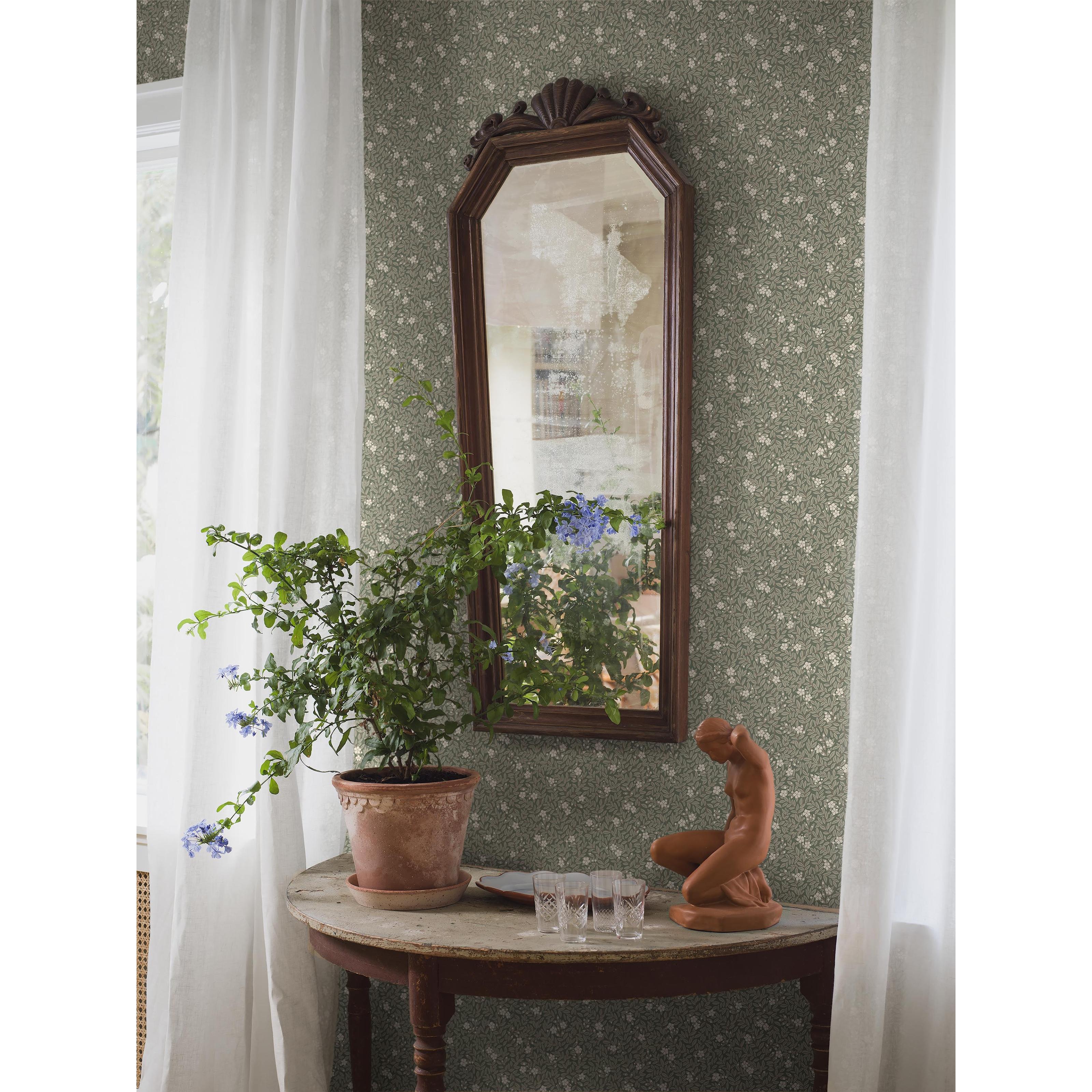 Myrten grön, tapet tapet med botaniskt, blommigt mönster i grön. Från kollektionen Orangeri. Nonwoven-material med rak passning. Passar i vardagsrum.