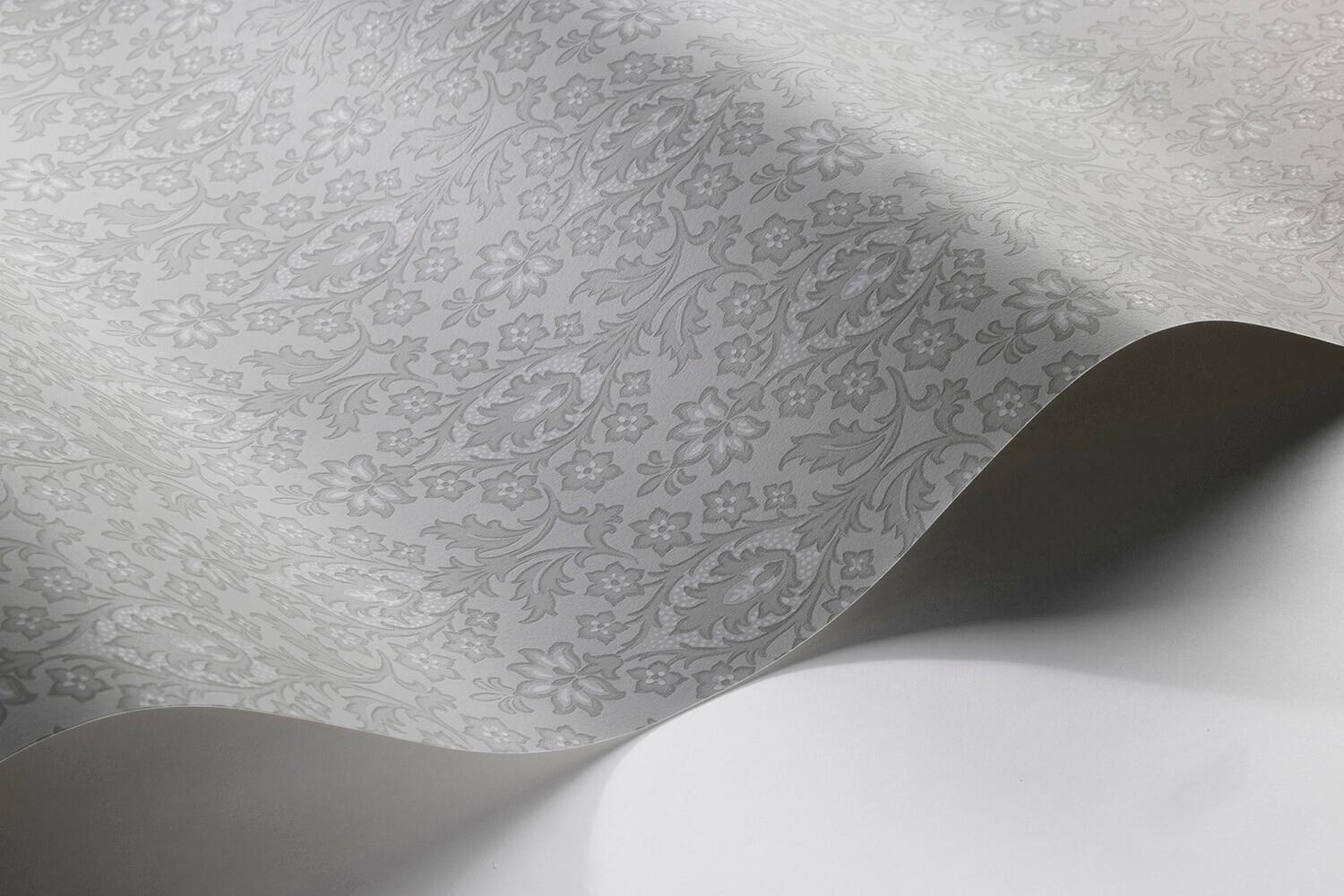 Borosan 21 8606 tapet med medaljonger mönster i grå. Från kollektionen Borosan 21. Papper-material med rak passning.