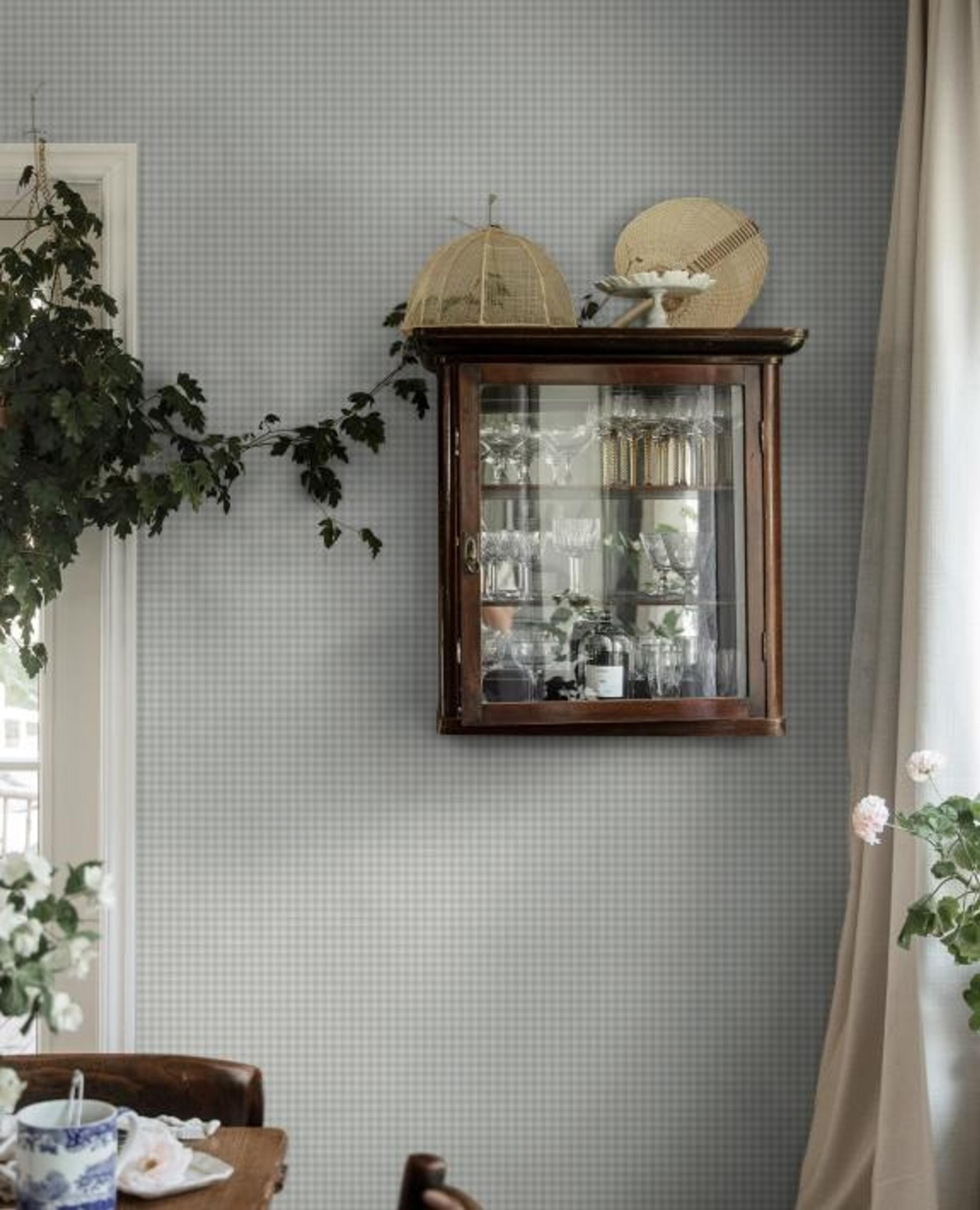 Picnic Check tapet med rutigt mönster i blå. Från kollektionen Linen. Nonwoven-material med rak passning.​​​​‌﻿‍﻿​‍​‍‌‍﻿﻿‌﻿​‍‌‍‍‌‌‍‌﻿‌‍‍‌‌‍﻿‍​‍​‍​﻿‍‍​‍​‍‌﻿​﻿‌‍​‌‌‍﻿‍‌‍‍‌‌﻿‌​‌﻿‍‌​‍﻿‍‌‍‍‌‌‍﻿﻿​‍​‍​‍﻿​​‍​‍‌‍‍​‌﻿​‍‌‍‌‌‌‍‌‍​‍​‍​﻿‍‍​‍​‍‌‍‍​‌﻿‌​‌﻿‌​‌﻿​​‌﻿​﻿​﻿‍‍​‍﻿﻿​‍﻿﻿‌﻿‌﻿‌﻿‌﻿‌﻿‌﻿​‍﻿‍‌‍​﻿‌‍﻿﻿‌‍﻿​‌‍﻿﻿‌﻿​‍‌‍​‌‌‍﻿‌‌‍​‌​‍﻿‍‌﻿​﻿‌‍‌‌​‍﻿﻿‌﻿​﻿‌﻿‌​‌﻿‌‌‌‍‌​‌‍‍‌‌‍﻿﻿​‍﻿﻿‌‍‍‌‌‍﻿‍‌﻿‌​‌‍‌‌‌‍﻿‍‌﻿‌​​‍﻿﻿‌‍‌‌‌‍‌​‌‍‍‌‌﻿‌​​‍﻿﻿‌‍﻿‌‌‍﻿﻿‌‍‌​‌‍‌‌​﻿﻿‌‌﻿​​‌﻿​‍‌‍‌‌‌﻿​﻿‌‍‌‌‌‍﻿‍‌﻿‌​‌‍​‌‌﻿‌​‌‍‍‌‌‍﻿﻿‌‍﻿‍​﻿‍﻿‌‍‍‌‌‍‌​​﻿﻿‌‌‍‍‌‌‍﻿‌‌‍​‌‌‍‌﻿‌‍‌‌​‍﻿‌‌‍​‌​﻿​​​﻿‌﻿​﻿‌‌​﻿​​‌‍​‌​﻿​‌​﻿​​‌‍‌​​﻿‍​​﻿​​‌‍‌​​﻿‌​​﻿‌﻿​﻿​﻿​﻿​‍​﻿‌‌​﻿​‍‌‍‌‌​﻿‌‌‌‍​‍​﻿​‌​﻿​‍​﻿‍‌‌‍‌‌​﻿‌‌​﻿‌‌​﻿​﻿​﻿​​​﻿​‍​﻿​﻿​﻿‍​‌‍‌​​﻿‍‌​﻿​‌​﻿‌‌​﻿‌‌​﻿‌‌​﻿‌‌​﻿​﻿​‍﻿‌​﻿‌‌​﻿‌﻿​﻿‌‌‌﻿‍​​﻿‌﻿​﻿​‌​﻿​​​‍﻿‌‌‍‍‍‌﻿​​‌‍‌﻿​﻿‍﻿‌﻿‌​‌﻿‍‌‌﻿​​‌‍‌‌​﻿﻿‌‌﻿​﻿‌‍​‌‌‍﻿‍‌‍‍‌‌﻿‌​‌﻿‍‌​‍﻿‍‌‍‍‌‌‍﻿‌‌‍​‌‌‍‌﻿‌‍‌‌‌​​‌‌﻿​﻿‌﻿​﻿‌‍‌‌‌﻿‌​​﻿‍﻿‌﻿​​‌‍​‌‌﻿‌​‌‍‍​​﻿﻿‌‌‍​‌‌‍﻿​‌﻿‌​‌‌‌​‌‍‌‌‌﻿‍​‌﻿‌​​﻿﻿﻿‌‍​‍‌‍​‌‌﻿​﻿‌‍‌‌‌‌‌‌‌﻿​‍‌‍﻿​​﻿﻿‌‌‍‍​‌﻿‌​‌﻿‌​‌﻿​​‌﻿​﻿​‍‌‌​﻿​﻿‌​​‌​‍‌‌​﻿​‍‌​‌‍​‍‌‌​﻿​‍‌​‌‍‌﻿‌﻿‌﻿‌﻿‌﻿‌﻿​‍﻿‍‌‍​﻿‌‍﻿﻿‌‍﻿​‌‍﻿﻿‌﻿​‍‌‍​‌‌‍﻿‌‌‍​‌​‍﻿‍‌﻿​﻿‌‍‌‌​‍‌‌​﻿​‍‌​‌‍‌﻿​﻿‌﻿‌​‌﻿‌‌‌‍‌​‌‍‍‌‌‍﻿﻿​‍‌‍‌‍‍‌‌‍‌​​﻿﻿‌‌‍‍‌‌‍﻿‌‌‍​‌‌‍‌﻿‌‍‌‌​‍﻿‌‌‍​‌​﻿​​​﻿‌﻿​﻿‌‌​﻿​​‌‍​‌​﻿​‌​﻿​​‌‍‌​​﻿‍​​﻿​​‌‍‌​​﻿‌​​﻿‌﻿​﻿​﻿​﻿​‍​﻿‌‌​﻿​‍‌‍‌‌​﻿‌‌‌‍​‍​﻿​‌​﻿​‍​﻿‍‌‌‍‌‌​﻿‌‌​﻿‌‌​﻿​﻿​﻿​​​﻿​‍​﻿​﻿​﻿‍​‌‍‌​​﻿‍‌​﻿​‌​﻿‌‌​﻿‌‌​﻿‌‌​﻿‌‌​﻿​﻿​‍﻿‌​﻿‌‌​﻿‌﻿​﻿‌‌‌﻿‍​​﻿‌﻿​﻿​‌​﻿​​​‍﻿‌‌‍‍‍‌﻿​​‌‍‌﻿​‍‌‍‌﻿‌​‌﻿‍‌‌﻿​​‌‍‌‌​﻿﻿‌‌﻿​﻿‌‍​‌‌‍﻿‍‌‍‍‌‌﻿‌​‌﻿‍‌​‍﻿‍‌‍‍‌‌‍﻿‌‌‍​‌‌‍‌﻿‌‍‌‌‌​​‌‌﻿​﻿‌﻿​﻿‌‍‌‌‌﻿‌​​‍‌‍‌﻿​​‌‍​‌‌﻿‌​‌‍‍​​﻿﻿‌‌‍​‌‌‍﻿​‌﻿‌​‌‌‌​‌‍‌‌‌﻿‍​‌﻿‌​​‍‌‍‌﻿​​‌‍‌‌‌﻿​‍‌﻿​﻿‌﻿​​‌‍‌‌‌‍​﻿‌﻿‌​‌‍‍‌‌﻿‌‍‌‍‌‌​﻿﻿‌‌﻿​​‌﻿‌‌‌‍​‍‌‍﻿​‌‍‍‌‌﻿​﻿‌‍‍​‌‍‌‌‌‍‌​​‍​‍‌﻿﻿‌