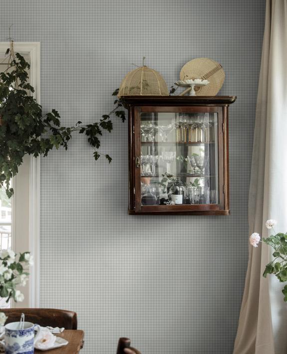 Picnic Check tapet med rutigt mönster i blå. Från kollektionen Linen. Nonwoven-material med rak passning.