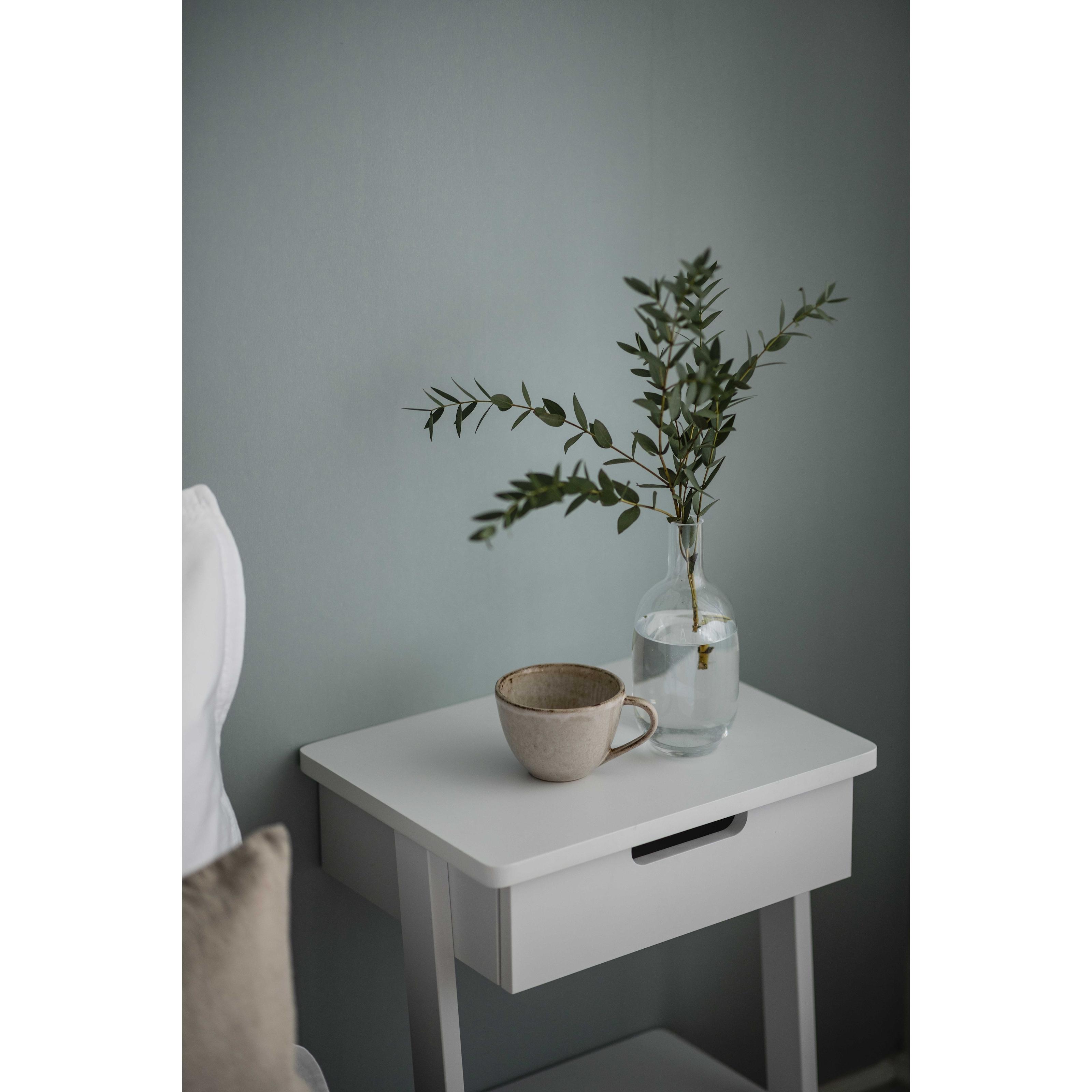 Qvintus, Dimblå tapet enfärgad i blå. Från kollektionen enfargadochrandig. Nonwoven-material med ingen mönsterpassning.