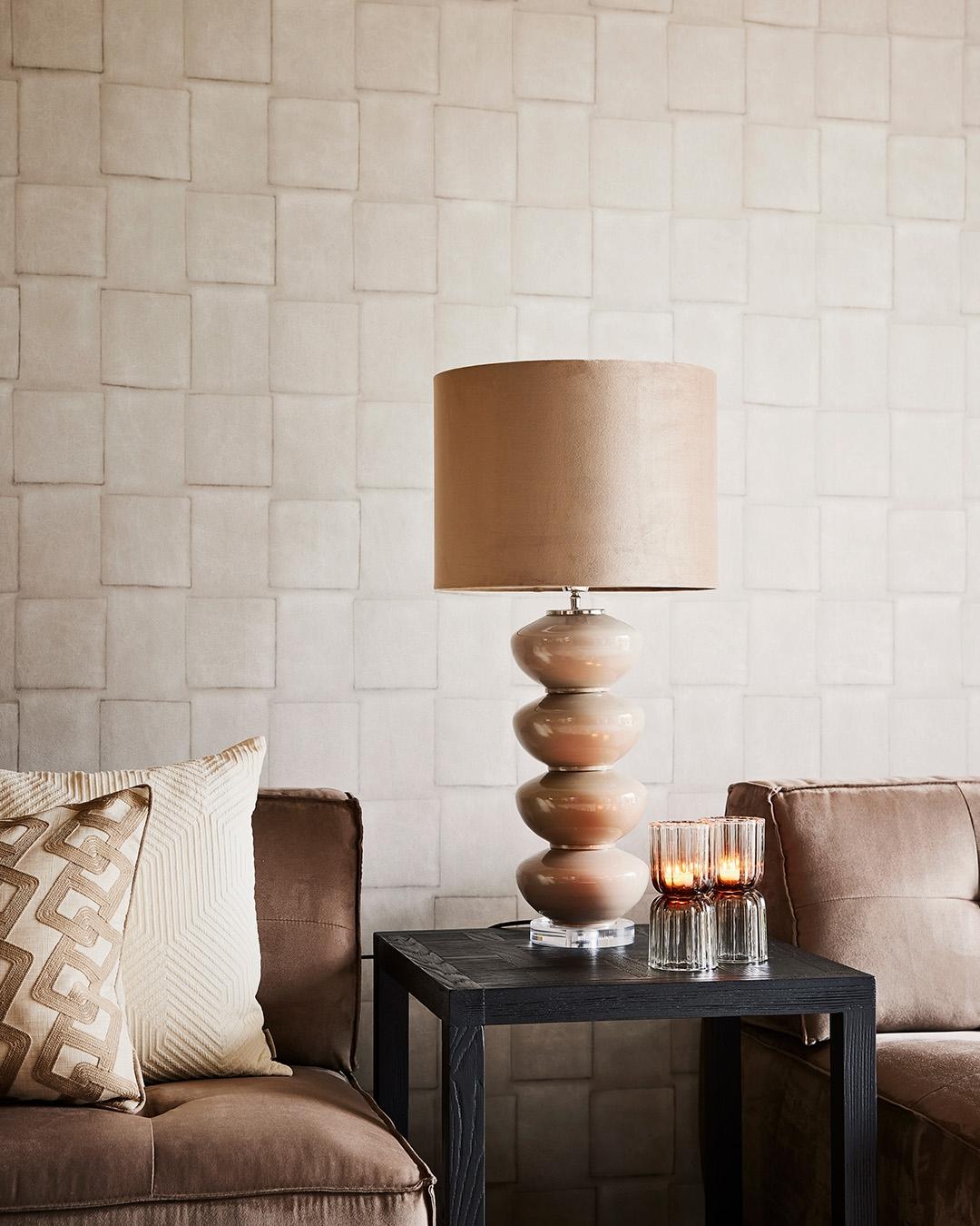 Inspire tapet med textilimitation mönster i vit. Från kollektionen Inspire. Nonwoven-material med förskjuten passning.