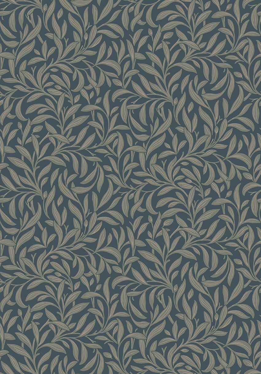 Vintergröna tapet med botaniskt mönster i blå. Från kollektionen New Heritage. Nonwoven-material med rak passning.