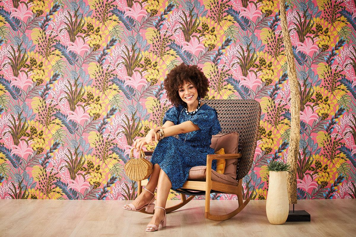 Nala - Cape Town strukturtapet i rosa tapet med grafiskt mönster i rosa. Från kollektionen metropolitan stories 2. Nonwoven-material med förskjuten passning. Passar i vardagsrum och matsal.