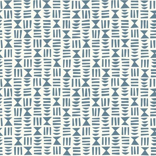 Heiroglyph Denim tapet från Midbec med grafiskt, retro mönster i blå. Från kollektionen Kinfolk. Nonwoven-material med rak passning.