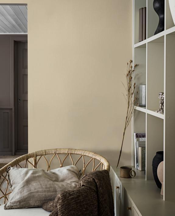 Summer Yellow tapet enfärgad i gul. Från kollektionen Linen. Nonwoven-material.