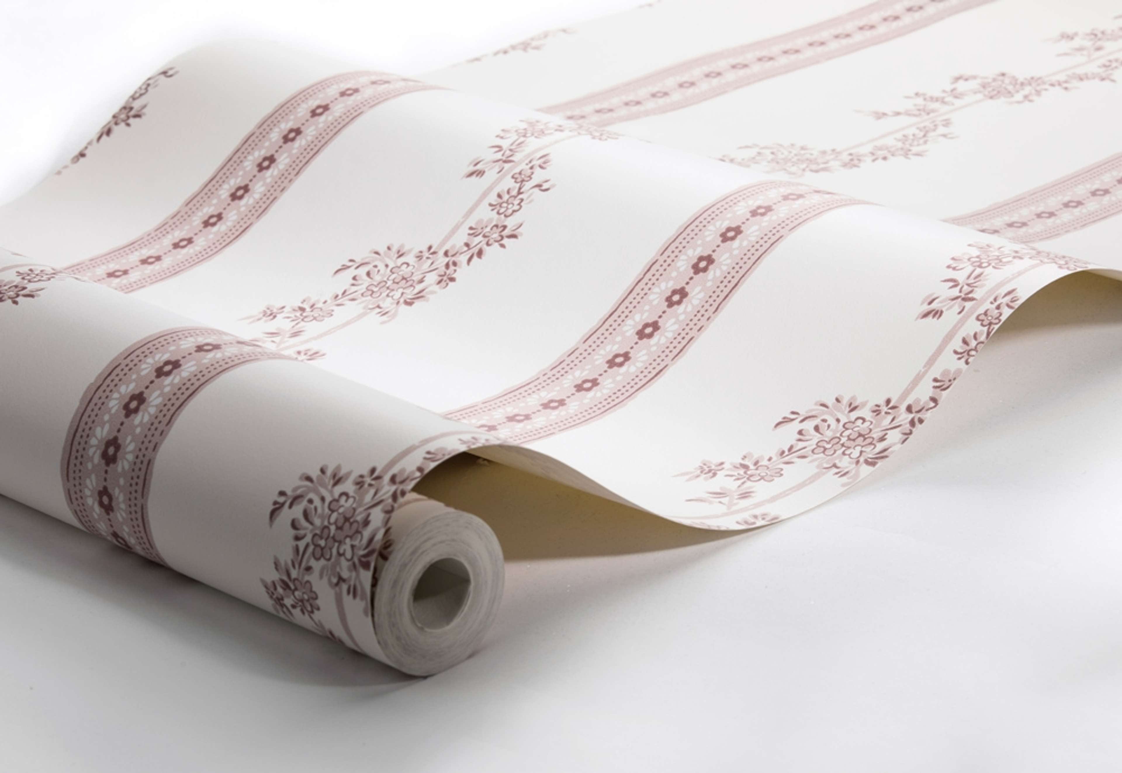 Drottningholm tapet från Boråstapeter med randigt, blommigt mönster i vit, röd och rosa. Från kollektionen anno. Nonwoven-material med rak passning. Passar i sovrum och matsal.​​​​‌﻿‍﻿​‍​‍‌‍﻿﻿‌﻿​‍‌‍‍‌‌‍‌﻿‌‍‍‌‌‍﻿‍​‍​‍​﻿‍‍​‍​‍‌﻿​﻿‌‍​‌‌‍﻿‍‌‍‍‌‌﻿‌​‌﻿‍‌​‍﻿‍‌‍‍‌‌‍﻿﻿​‍​‍​‍﻿​​‍​‍‌‍‍​‌﻿​‍‌‍‌‌‌‍‌‍​‍​‍​﻿‍‍​‍​‍‌‍‍​‌﻿‌​‌﻿‌​‌﻿​​‌﻿​﻿​﻿‍‍​‍﻿﻿​‍﻿﻿‌﻿‌﻿‌﻿‌﻿‌﻿‌﻿​‍﻿‍‌‍​﻿‌‍﻿﻿‌‍﻿​‌‍﻿﻿‌﻿​‍‌‍​‌‌‍﻿‌‌‍​‌​‍﻿‍‌﻿​﻿‌‍‌‌​‍﻿﻿‌﻿​﻿‌﻿‌​‌﻿‌‌‌‍‌​‌‍‍‌‌‍﻿﻿​‍﻿﻿‌‍‍‌‌‍﻿‍‌﻿‌​‌‍‌‌‌‍﻿‍‌﻿‌​​‍﻿﻿‌‍‌‌‌‍‌​‌‍‍‌‌﻿‌​​‍﻿﻿‌‍﻿‌‌‍﻿﻿‌‍‌​‌‍‌‌​﻿﻿‌‌﻿​​‌﻿​‍‌‍‌‌‌﻿​﻿‌‍‌‌‌‍﻿‍‌﻿‌​‌‍​‌‌﻿‌​‌‍‍‌‌‍﻿﻿‌‍﻿‍​﻿‍﻿‌‍‍‌‌‍‌​​﻿﻿‌‌‍‍‌‌‍﻿‌‌‍​‌‌‍‌﻿‌‍‌‌​‍﻿‌‌‍​‍​﻿​‌​﻿​‌​﻿‌‌‌‍‌​​﻿​‌​﻿​﻿‌‍‌‌​﻿​​​﻿​‍‌‍‌‍‌‍​‍‌‍​﻿​﻿‍‌​﻿​‌‌‍​‍​﻿‌​‌‍‌‌​﻿​﻿‌‍‌‍‌‍‌‍​﻿‌﻿​﻿‌‌​﻿‌‍​﻿​‌​﻿​​​﻿‌﻿​﻿‌‌​﻿​‌‌‍​﻿​﻿​‍​﻿​‍​﻿​‌‌‍​‌​﻿‍‌​﻿‌​​﻿​‍​﻿‌​‌‍​‍​﻿​﻿​‍﻿‌​﻿​‌​﻿​​​﻿​​​﻿​​‌﻿‍​​﻿‌‍​﻿‍​​﻿‍‌​‍﻿‌‌‍‍‍‌﻿​​‌‍‌﻿​﻿‍﻿‌﻿‌​‌﻿‍‌‌﻿​​‌‍‌‌​﻿﻿‌‌﻿​﻿‌‍​‌‌‍﻿‍‌‍‍‌‌﻿‌​‌﻿‍‌​‍﻿‍‌‍‍‌‌‍﻿‌‌‍​‌‌‍‌﻿‌‍‌‌‌​​‌‌﻿​﻿‌﻿​﻿‌‍‌‌‌﻿‌​​﻿‍﻿‌﻿​​‌‍​‌‌﻿‌​‌‍‍​​﻿﻿‌‌‍​‌‌‍﻿​‌﻿‌​‌‌‌​‌‍‌‌‌﻿‍​‌﻿‌​​﻿﻿﻿‌‍​‍‌‍​‌‌﻿​﻿‌‍‌‌‌‌‌‌‌﻿​‍‌‍﻿​​﻿﻿‌‌‍‍​‌﻿‌​‌﻿‌​‌﻿​​‌﻿​﻿​‍‌‌​﻿​﻿‌​​‌​‍‌‌​﻿​‍‌​‌‍​‍‌‌​﻿​‍‌​‌‍‌﻿‌﻿‌﻿‌﻿‌﻿‌﻿​‍﻿‍‌‍​﻿‌‍﻿﻿‌‍﻿​‌‍﻿﻿‌﻿​‍‌‍​‌‌‍﻿‌‌‍​‌​‍﻿‍‌﻿​﻿‌‍‌‌​‍‌‌​﻿​‍‌​‌‍‌﻿​﻿‌﻿‌​‌﻿‌‌‌‍‌​‌‍‍‌‌‍﻿﻿​‍‌‍‌‍‍‌‌‍‌​​﻿﻿‌‌‍‍‌‌‍﻿‌‌‍​‌‌‍‌﻿‌‍‌‌​‍﻿‌‌‍​‍​﻿​‌​﻿​‌​﻿‌‌‌‍‌​​﻿​‌​﻿​﻿‌‍‌‌​﻿​​​﻿​‍‌‍‌‍‌‍​‍‌‍​﻿​﻿‍‌​﻿​‌‌‍​‍​﻿‌​‌‍‌‌​﻿​﻿‌‍‌‍‌‍‌‍​﻿‌﻿​﻿‌‌​﻿‌‍​﻿​‌​﻿​​​﻿‌﻿​﻿‌‌​﻿​‌‌‍​﻿​﻿​‍​﻿​‍​﻿​‌‌‍​‌​﻿‍‌​﻿‌​​﻿​‍​﻿‌​‌‍​‍​﻿​﻿​‍﻿‌​﻿​‌​﻿​​​﻿​​​﻿​​‌﻿‍​​﻿‌‍​﻿‍​​﻿‍‌​‍﻿‌‌‍‍‍‌﻿​​‌‍‌﻿​‍‌‍‌﻿‌​‌﻿‍‌‌﻿​​‌‍‌‌​﻿﻿‌‌﻿​﻿‌‍​‌‌‍﻿‍‌‍‍‌‌﻿‌​‌﻿‍‌​‍﻿‍‌‍‍‌‌‍﻿‌‌‍​‌‌‍‌﻿‌‍‌‌‌​​‌‌﻿​﻿‌﻿​﻿‌‍‌‌‌﻿‌​​‍‌‍‌﻿​​‌‍​‌‌﻿‌​‌‍‍​​﻿﻿‌‌‍​‌‌‍﻿​‌﻿‌​‌‌‌​‌‍‌‌‌﻿‍​‌﻿‌​​‍‌‍‌﻿​​‌‍‌‌‌﻿​‍‌﻿​﻿‌﻿​​‌‍‌‌‌‍​﻿‌﻿‌​‌‍‍‌‌﻿‌‍‌‍‌‌​﻿﻿‌‌﻿​​‌﻿‌‌‌‍​‍‌‍﻿​‌‍‍‌‌﻿​﻿‌‍‍​‌‍‌‌‌‍‌​​‍​‍‌﻿﻿‌