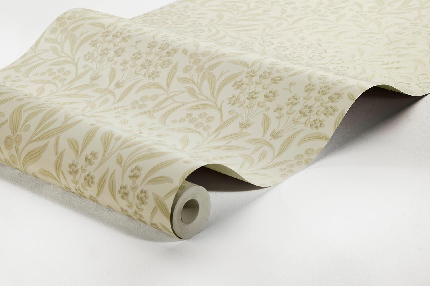 Kryddhyllan tapet med botaniskt, blommigt mönster i beige. Från kollektionen Alla Tiders Hus. Nonwoven-material med rak passning. Passar i vardagsrum, matsal och kök.