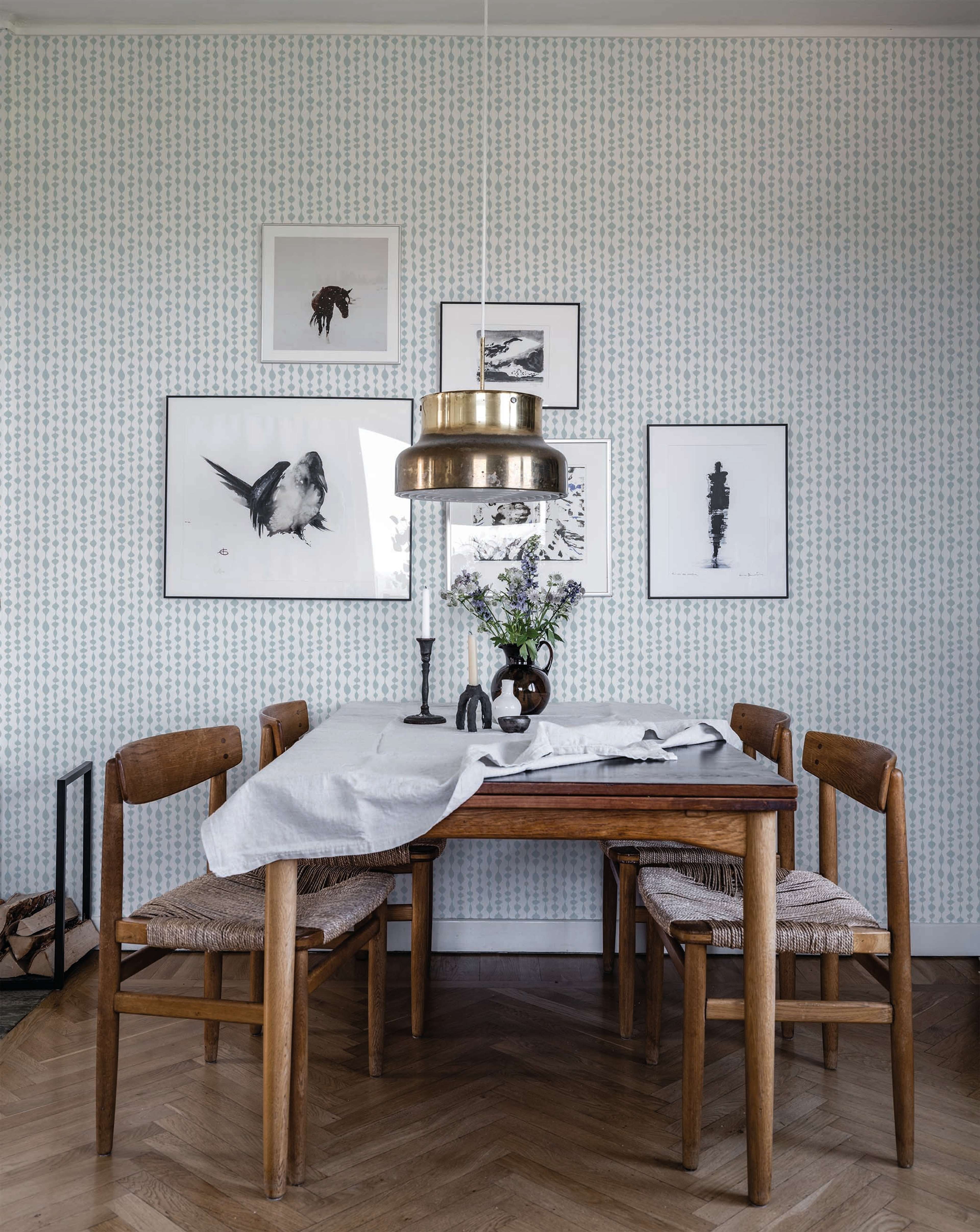 Margaret Rose blå tapet med grafiskt mönster i blå. Från kollektionen Gammalsvenska klassiker 1850–1950. Nonwoven-material med rak passning.​​​​‌﻿‍﻿​‍​‍‌‍﻿﻿‌﻿​‍‌‍‍‌‌‍‌﻿‌‍‍‌‌‍﻿‍​‍​‍​﻿‍‍​‍​‍‌﻿​﻿‌‍​‌‌‍﻿‍‌‍‍‌‌﻿‌​‌﻿‍‌​‍﻿‍‌‍‍‌‌‍﻿﻿​‍​‍​‍﻿​​‍​‍‌‍‍​‌﻿​‍‌‍‌‌‌‍‌‍​‍​‍​﻿‍‍​‍​‍‌‍‍​‌﻿‌​‌﻿‌​‌﻿​​‌﻿​﻿​﻿‍‍​‍﻿﻿​‍﻿﻿‌﻿‌﻿‌﻿‌﻿‌﻿‌﻿​‍﻿‍‌‍​﻿‌‍﻿﻿‌‍﻿​‌‍﻿﻿‌﻿​‍‌‍​‌‌‍﻿‌‌‍​‌​‍﻿‍‌﻿​﻿‌‍‌‌​‍﻿﻿‌﻿​﻿‌﻿‌​‌﻿‌‌‌‍‌​‌‍‍‌‌‍﻿﻿​‍﻿﻿‌‍‍‌‌‍﻿‍‌﻿‌​‌‍‌‌‌‍﻿‍‌﻿‌​​‍﻿﻿‌‍‌‌‌‍‌​‌‍‍‌‌﻿‌​​‍﻿﻿‌‍﻿‌‌‍﻿﻿‌‍‌​‌‍‌‌​﻿﻿‌‌﻿​​‌﻿​‍‌‍‌‌‌﻿​﻿‌‍‌‌‌‍﻿‍‌﻿‌​‌‍​‌‌﻿‌​‌‍‍‌‌‍﻿﻿‌‍﻿‍​﻿‍﻿‌‍‍‌‌‍‌​​﻿﻿‌‌‍‍‌‌‍﻿‌‌‍​‌‌‍‌﻿‌‍‌‌​‍﻿‌‌‍​‍​﻿‍​‌‍‌‍​﻿​‍‌‍​‍​﻿‌​​﻿‌‍​﻿‍​​﻿‌﻿​﻿‌﻿​﻿​‌​﻿‌‌​﻿‌﻿​﻿‌﻿​﻿​﻿‌‍​‍​﻿‌‍‌‍​‍‌‍‌​​﻿‌‍​﻿​‌​﻿‌‍‌‍‌‌‌‍​﻿​﻿‍‌​﻿‌​‌‍‌‍‌‍​‌‌‍‌​‌‍‌‍​﻿​﻿​﻿‌​​﻿‌​​﻿‌‍​﻿‌​​﻿​​‌‍​‌​﻿‍‌‌‍​‌‌‍​﻿​‍﻿‌​﻿​‍​﻿​​​﻿‍​​﻿‌‍‌﻿‍​​﻿​‍​﻿‌‍​﻿​‍​﻿​﻿​‍﻿‌‌‍‍‍‌﻿​​‌‍‌﻿​﻿‍﻿‌﻿‌​‌﻿‍‌‌﻿​​‌‍‌‌​﻿﻿‌‌﻿​﻿‌‍​‌‌‍﻿‍‌‍‍‌‌﻿‌​‌﻿‍‌​‍﻿‍‌‍‍‌‌‍﻿‌‌‍​‌‌‍‌﻿‌‍‌‌‌​​‌‌﻿​﻿‌﻿​﻿‌‍‌‌‌﻿‌​​﻿‍﻿‌﻿​​‌‍​‌‌﻿‌​‌‍‍​​﻿﻿‌‌‍​‌‌‍﻿​‌﻿‌​‌‌‌​‌‍‌‌‌﻿‍​‌﻿‌​​﻿﻿﻿‌‍​‍‌‍​‌‌﻿​﻿‌‍‌‌‌‌‌‌‌﻿​‍‌‍﻿​​﻿﻿‌‌‍‍​‌﻿‌​‌﻿‌​‌﻿​​‌﻿​﻿​‍‌‌​﻿​﻿‌​​‌​‍‌‌​﻿​‍‌​‌‍​‍‌‌​﻿​‍‌​‌‍‌﻿‌﻿‌﻿‌﻿‌﻿‌﻿​‍﻿‍‌‍​﻿‌‍﻿﻿‌‍﻿​‌‍﻿﻿‌﻿​‍‌‍​‌‌‍﻿‌‌‍​‌​‍﻿‍‌﻿​﻿‌‍‌‌​‍‌‌​﻿​‍‌​‌‍‌﻿​﻿‌﻿‌​‌﻿‌‌‌‍‌​‌‍‍‌‌‍﻿﻿​‍‌‍‌‍‍‌‌‍‌​​﻿﻿‌‌‍‍‌‌‍﻿‌‌‍​‌‌‍‌﻿‌‍‌‌​‍﻿‌‌‍​‍​﻿‍​‌‍‌‍​﻿​‍‌‍​‍​﻿‌​​﻿‌‍​﻿‍​​﻿‌﻿​﻿‌﻿​﻿​‌​﻿‌‌​﻿‌﻿​﻿‌﻿​﻿​﻿‌‍​‍​﻿‌‍‌‍​‍‌‍‌​​﻿‌‍​﻿​‌​﻿‌‍‌‍‌‌‌‍​﻿​﻿‍‌​﻿‌​‌‍‌‍‌‍​‌‌‍‌​‌‍‌‍​﻿​﻿​﻿‌​​﻿‌​​﻿‌‍​﻿‌​​﻿​​‌‍​‌​﻿‍‌‌‍​‌‌‍​﻿​‍﻿‌​﻿​‍​﻿​​​﻿‍​​﻿‌‍‌﻿‍​​﻿​‍​﻿‌‍​﻿​‍​﻿​﻿​‍﻿‌‌‍‍‍‌﻿​​‌‍‌﻿​‍‌‍‌﻿‌​‌﻿‍‌‌﻿​​‌‍‌‌​﻿﻿‌‌﻿​﻿‌‍​‌‌‍﻿‍‌‍‍‌‌﻿‌​‌﻿‍‌​‍﻿‍‌‍‍‌‌‍﻿‌‌‍​‌‌‍‌﻿‌‍‌‌‌​​‌‌﻿​﻿‌﻿​﻿‌‍‌‌‌﻿‌​​‍‌‍‌﻿​​‌‍​‌‌﻿‌​‌‍‍​​﻿﻿‌‌‍​‌‌‍﻿​‌﻿‌​‌‌‌​‌‍‌‌‌﻿‍​‌﻿‌​​‍‌‍‌﻿​​‌‍‌‌‌﻿​‍‌﻿​﻿‌﻿​​‌‍‌‌‌‍​﻿‌﻿‌​‌‍‍‌‌﻿‌‍‌‍‌‌​﻿﻿‌‌﻿​​‌﻿‌‌‌‍​‍‌‍﻿​‌‍‍‌‌﻿​﻿‌‍‍​‌‍‌‌‌‍‌​​‍​‍‌﻿﻿‌