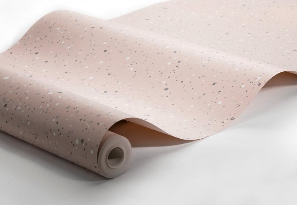 Johan tapet från Boråstapeter med prickigt mönster i rosa. Från kollektionen anno. Nonwoven-material med rak passning. Vintage, country-stil. Passar i sovrum och matsal.