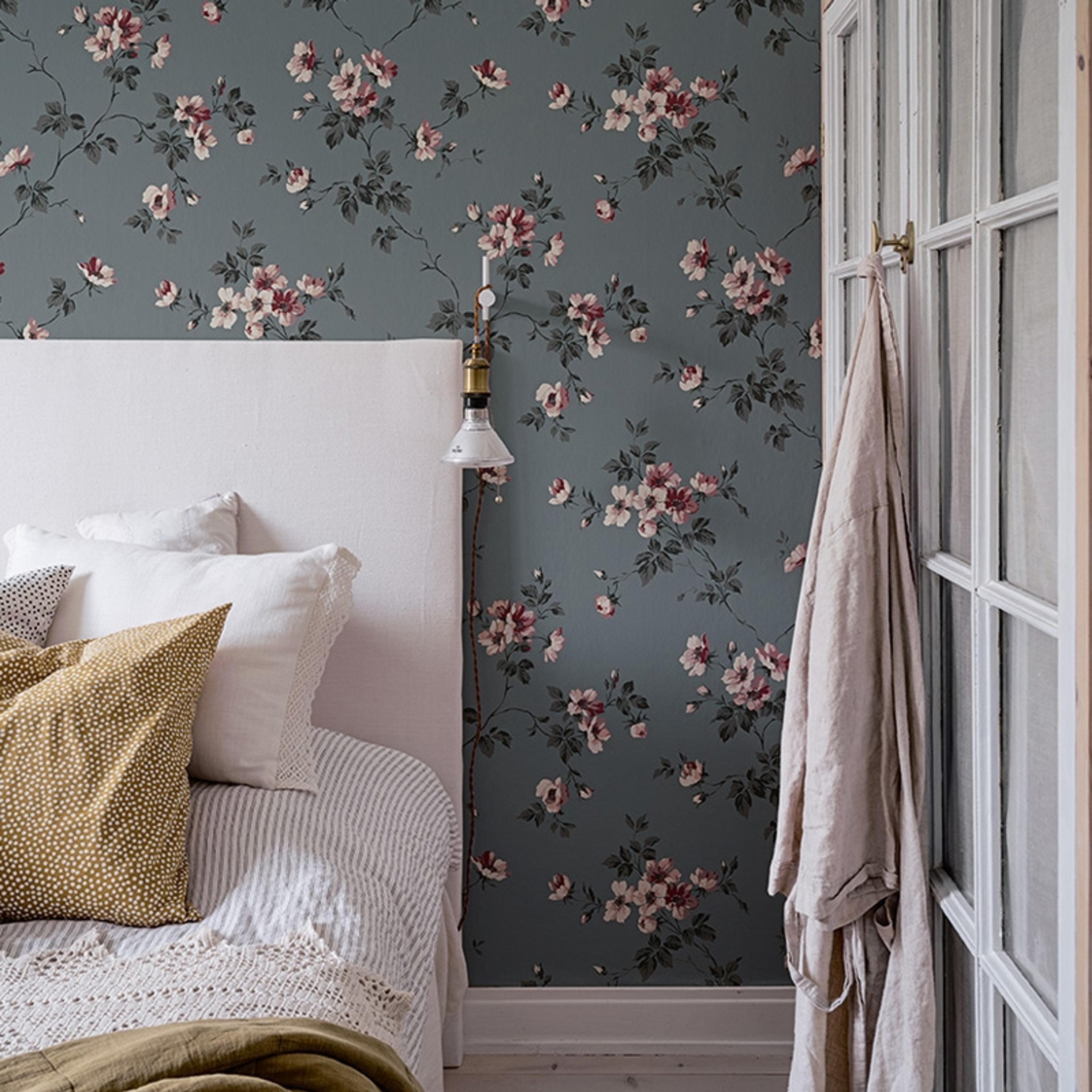 Kristina, mörkgrå tapet tapet med blommigt mönster i grå. Från kollektionen Hav & Land. Nonwoven-material med förskjuten passning.​​​​‌﻿‍﻿​‍​‍‌‍﻿﻿‌﻿​‍‌‍‍‌‌‍‌﻿‌‍‍‌‌‍﻿‍​‍​‍​﻿‍‍​‍​‍‌﻿​﻿‌‍​‌‌‍﻿‍‌‍‍‌‌﻿‌​‌﻿‍‌​‍﻿‍‌‍‍‌‌‍﻿﻿​‍​‍​‍﻿​​‍​‍‌‍‍​‌﻿​‍‌‍‌‌‌‍‌‍​‍​‍​﻿‍‍​‍​‍‌‍‍​‌﻿‌​‌﻿‌​‌﻿​​‌﻿​﻿​﻿‍‍​‍﻿﻿​‍﻿﻿‌﻿‌﻿‌﻿‌﻿‌﻿‌﻿​‍﻿‍‌‍​﻿‌‍﻿﻿‌‍﻿​‌‍﻿﻿‌﻿​‍‌‍​‌‌‍﻿‌‌‍​‌​‍﻿‍‌﻿​﻿‌‍‌‌​‍﻿﻿‌﻿​﻿‌﻿‌​‌﻿‌‌‌‍‌​‌‍‍‌‌‍﻿﻿​‍﻿﻿‌‍‍‌‌‍﻿‍‌﻿‌​‌‍‌‌‌‍﻿‍‌﻿‌​​‍﻿﻿‌‍‌‌‌‍‌​‌‍‍‌‌﻿‌​​‍﻿﻿‌‍﻿‌‌‍﻿﻿‌‍‌​‌‍‌‌​﻿﻿‌‌﻿​​‌﻿​‍‌‍‌‌‌﻿​﻿‌‍‌‌‌‍﻿‍‌﻿‌​‌‍​‌‌﻿‌​‌‍‍‌‌‍﻿﻿‌‍﻿‍​﻿‍﻿‌‍‍‌‌‍‌​​﻿﻿‌‌‍‍‌‌‍﻿‌‌‍​‌‌‍‌﻿‌‍‌‌​‍﻿‌‌‍​‍‌‍​﻿​﻿‌‍​﻿‍​​﻿‌‍​﻿‌‌​﻿‍​‌‍​‌‌‍‌​‌‍​‌​﻿‍‌​﻿‍​​﻿​​‌‍‌​​﻿‌﻿​﻿‌‍​﻿​‌‌‍‌​‌‍​‍​﻿‌‍​﻿​​‌‍‌​​﻿‍​‌‍​﻿‌‍‌‍​﻿‌‌​﻿​‌‌‍​‍​﻿‌‍​﻿​​​﻿​​​﻿‌﻿‌‍​‌‌‍‌​‌‍‌‍‌‍‌‍​﻿‌​​﻿‍​​﻿‌​​﻿‌﻿​‍﻿‌​﻿‍​​﻿​​​﻿​​‌﻿‍​​﻿‍​​﻿​​​﻿​​​‍﻿‌‌‍‍‍‌﻿​​‌‍‌﻿​﻿‍﻿‌﻿‌​‌﻿‍‌‌﻿​​‌‍‌‌​﻿﻿‌‌﻿​﻿‌‍​‌‌‍﻿‍‌‍‍‌‌﻿‌​‌﻿‍‌​‍﻿‍‌‍‍‌‌‍﻿‌‌‍​‌‌‍‌﻿‌‍‌‌‌​​‌‌﻿​﻿‌﻿​﻿‌‍‌‌‌﻿‌​​﻿‍﻿‌﻿​​‌‍​‌‌﻿‌​‌‍‍​​﻿﻿‌‌‍​‌‌‍﻿​‌﻿‌​‌‌‌​‌‍‌‌‌﻿‍​‌﻿‌​​﻿﻿﻿‌‍​‍‌‍​‌‌﻿​﻿‌‍‌‌‌‌‌‌‌﻿​‍‌‍﻿​​﻿﻿‌‌‍‍​‌﻿‌​‌﻿‌​‌﻿​​‌﻿​﻿​‍‌‌​﻿​﻿‌​​‌​‍‌‌​﻿​‍‌​‌‍​‍‌‌​﻿​‍‌​‌‍‌﻿‌﻿‌﻿‌﻿‌﻿‌﻿​‍﻿‍‌‍​﻿‌‍﻿﻿‌‍﻿​‌‍﻿﻿‌﻿​‍‌‍​‌‌‍﻿‌‌‍​‌​‍﻿‍‌﻿​﻿‌‍‌‌​‍‌‌​﻿​‍‌​‌‍‌﻿​﻿‌﻿‌​‌﻿‌‌‌‍‌​‌‍‍‌‌‍﻿﻿​‍‌‍‌‍‍‌‌‍‌​​﻿﻿‌‌‍‍‌‌‍﻿‌‌‍​‌‌‍‌﻿‌‍‌‌​‍﻿‌‌‍​‍‌‍​﻿​﻿‌‍​﻿‍​​﻿‌‍​﻿‌‌​﻿‍​‌‍​‌‌‍‌​‌‍​‌​﻿‍‌​﻿‍​​﻿​​‌‍‌​​﻿‌﻿​﻿‌‍​﻿​‌‌‍‌​‌‍​‍​﻿‌‍​﻿​​‌‍‌​​﻿‍​‌‍​﻿‌‍‌‍​﻿‌‌​﻿​‌‌‍​‍​﻿‌‍​﻿​​​﻿​​​﻿‌﻿‌‍​‌‌‍‌​‌‍‌‍‌‍‌‍​﻿‌​​﻿‍​​﻿‌​​﻿‌﻿​‍﻿‌​﻿‍​​﻿​​​﻿​​‌﻿‍​​﻿‍​​﻿​​​﻿​​​‍﻿‌‌‍‍‍‌﻿​​‌‍‌﻿​‍‌‍‌﻿‌​‌﻿‍‌‌﻿​​‌‍‌‌​﻿﻿‌‌﻿​﻿‌‍​‌‌‍﻿‍‌‍‍‌‌﻿‌​‌﻿‍‌​‍﻿‍‌‍‍‌‌‍﻿‌‌‍​‌‌‍‌﻿‌‍‌‌‌​​‌‌﻿​﻿‌﻿​﻿‌‍‌‌‌﻿‌​​‍‌‍‌﻿​​‌‍​‌‌﻿‌​‌‍‍​​﻿﻿‌‌‍​‌‌‍﻿​‌﻿‌​‌‌‌​‌‍‌‌‌﻿‍​‌﻿‌​​‍‌‍‌﻿​​‌‍‌‌‌﻿​‍‌﻿​﻿‌﻿​​‌‍‌‌‌‍​﻿‌﻿‌​‌‍‍‌‌﻿‌‍‌‍‌‌​﻿﻿‌‌﻿​​‌﻿‌‌‌‍​‍‌‍﻿​‌‍‍‌‌﻿​﻿‌‍‍​‌‍‌‌‌‍‌​​‍​‍‌﻿﻿‌