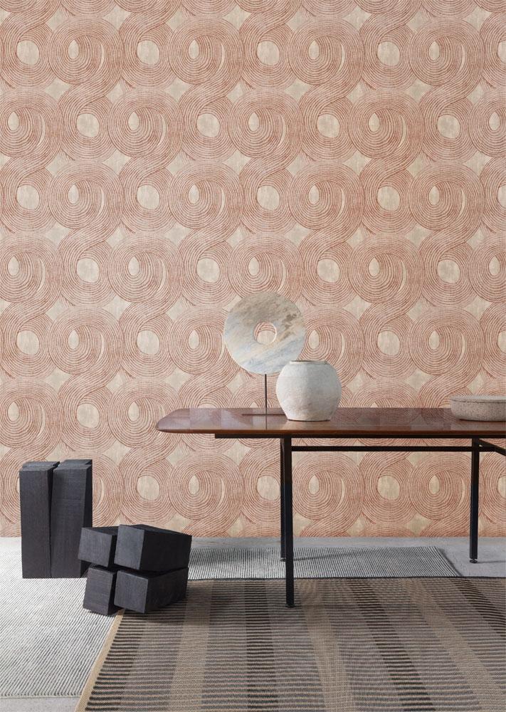 Ohin Hazel tapet tapet från Midbec med geometriskt mönster i beige. Från kollektionen Tribute. Nonwoven-material med rak passning. Passar i vardagsrum, matsal och hall.