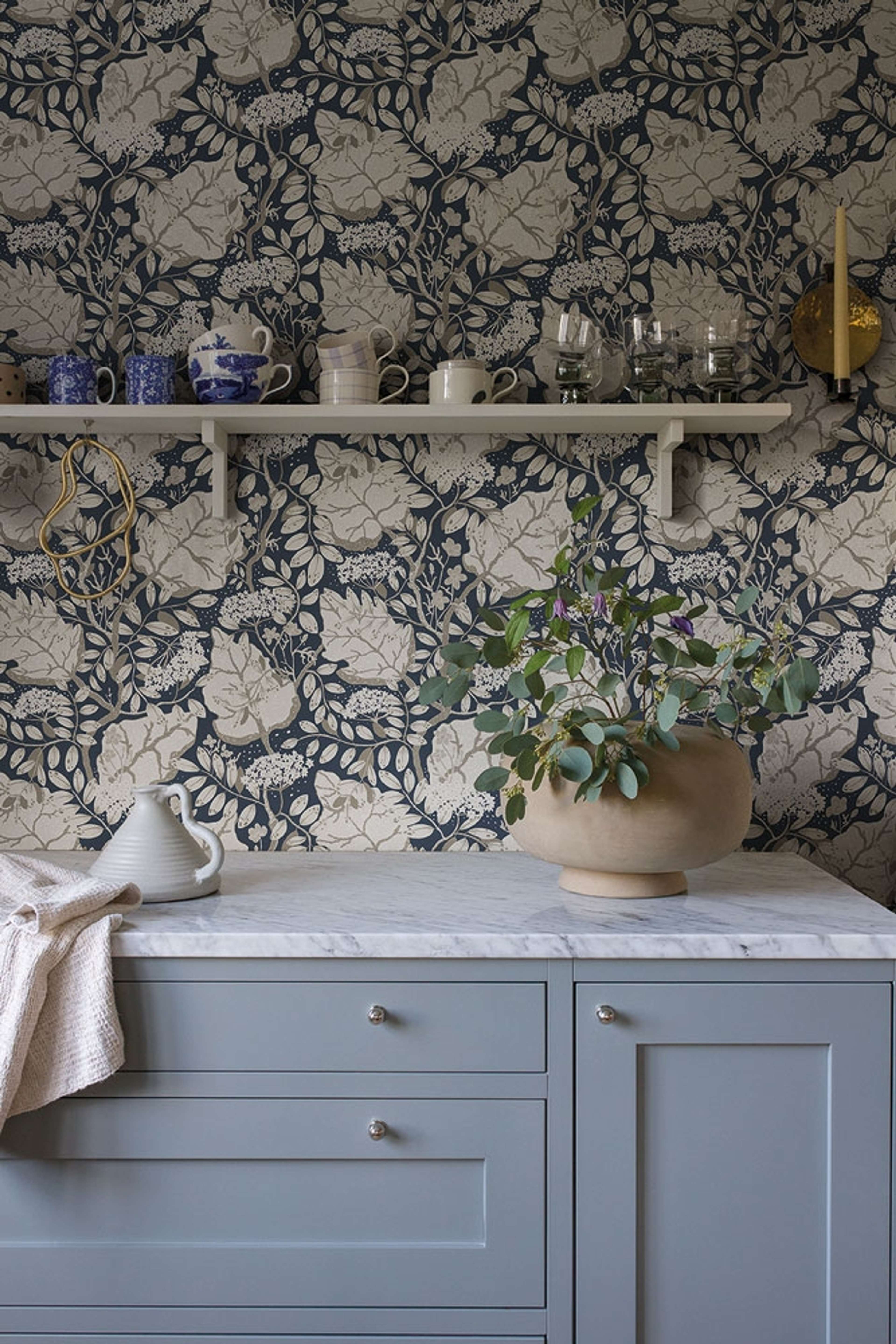 Ulla-Britt tapet med blommigt mönster i grå och blå. Från kollektionen Lina. Nonwoven-material med rak passning.​​​​‌﻿‍﻿​‍​‍‌‍﻿﻿‌﻿​‍‌‍‍‌‌‍‌﻿‌‍‍‌‌‍﻿‍​‍​‍​﻿‍‍​‍​‍‌﻿​﻿‌‍​‌‌‍﻿‍‌‍‍‌‌﻿‌​‌﻿‍‌​‍﻿‍‌‍‍‌‌‍﻿﻿​‍​‍​‍﻿​​‍​‍‌‍‍​‌﻿​‍‌‍‌‌‌‍‌‍​‍​‍​﻿‍‍​‍​‍‌‍‍​‌﻿‌​‌﻿‌​‌﻿​​‌﻿​﻿​﻿‍‍​‍﻿﻿​‍﻿﻿‌﻿‌﻿‌﻿‌﻿‌﻿‌﻿​‍﻿‍‌‍​﻿‌‍﻿﻿‌‍﻿​‌‍﻿﻿‌﻿​‍‌‍​‌‌‍﻿‌‌‍​‌​‍﻿‍‌﻿​﻿‌‍‌‌​‍﻿﻿‌﻿​﻿‌﻿‌​‌﻿‌‌‌‍‌​‌‍‍‌‌‍﻿﻿​‍﻿﻿‌‍‍‌‌‍﻿‍‌﻿‌​‌‍‌‌‌‍﻿‍‌﻿‌​​‍﻿﻿‌‍‌‌‌‍‌​‌‍‍‌‌﻿‌​​‍﻿﻿‌‍﻿‌‌‍﻿﻿‌‍‌​‌‍‌‌​﻿﻿‌‌﻿​​‌﻿​‍‌‍‌‌‌﻿​﻿‌‍‌‌‌‍﻿‍‌﻿‌​‌‍​‌‌﻿‌​‌‍‍‌‌‍﻿﻿‌‍﻿‍​﻿‍﻿‌‍‍‌‌‍‌​​﻿﻿‌‌‍‍‌‌‍﻿‌‌‍​‌‌‍‌﻿‌‍‌‌​‍﻿‌‌‍​﻿​﻿​​​﻿‌​​﻿‌﻿​﻿‌﻿‌‍‌​‌‍​‍​﻿​‍​﻿​‌​﻿​﻿‌‍‌​​﻿‍‌‌‍​‌‌‍​﻿‌‍‌‌​﻿‍‌​﻿‌‌​﻿​‍​﻿‌‍​﻿​​‌‍​‌​﻿​﻿‌‍‌‍‌‍‌​​﻿‌‌‌‍​‍​﻿‍‌‌‍‌‌‌‍‌‌​﻿‌‍‌‍‌‌‌‍​﻿​﻿‍​‌‍​‌‌‍‌‍​﻿‌‌‌‍​‍​﻿‍‌​﻿‍​‌‍‌​​‍﻿‌​﻿‌‍​﻿‌‍​﻿‌﻿‌﻿‍​​﻿​‌​﻿​​​﻿​​​﻿​​​‍﻿‌‌‍‍‍‌﻿​​‌‍‌﻿​﻿‍﻿‌﻿‌​‌﻿‍‌‌﻿​​‌‍‌‌​﻿﻿‌‌﻿​﻿‌‍​‌‌‍﻿‍‌‍‍‌‌﻿‌​‌﻿‍‌​‍﻿‍‌‍‍‌‌‍﻿‌‌‍​‌‌‍‌﻿‌‍‌‌‌​​‌‌﻿​﻿‌﻿​﻿‌‍‌‌‌﻿‌​​﻿‍﻿‌﻿​​‌‍​‌‌﻿‌​‌‍‍​​﻿﻿‌‌‍​‌‌‍﻿​‌﻿‌​‌‌‌​‌‍‌‌‌﻿‍​‌﻿‌​​﻿﻿﻿‌‍​‍‌‍​‌‌﻿​﻿‌‍‌‌‌‌‌‌‌﻿​‍‌‍﻿​​﻿﻿‌‌‍‍​‌﻿‌​‌﻿‌​‌﻿​​‌﻿​﻿​‍‌‌​﻿​﻿‌​​‌​‍‌‌​﻿​‍‌​‌‍​‍‌‌​﻿​‍‌​‌‍‌﻿‌﻿‌﻿‌﻿‌﻿‌﻿​‍﻿‍‌‍​﻿‌‍﻿﻿‌‍﻿​‌‍﻿﻿‌﻿​‍‌‍​‌‌‍﻿‌‌‍​‌​‍﻿‍‌﻿​﻿‌‍‌‌​‍‌‌​﻿​‍‌​‌‍‌﻿​﻿‌﻿‌​‌﻿‌‌‌‍‌​‌‍‍‌‌‍﻿﻿​‍‌‍‌‍‍‌‌‍‌​​﻿﻿‌‌‍‍‌‌‍﻿‌‌‍​‌‌‍‌﻿‌‍‌‌​‍﻿‌‌‍​﻿​﻿​​​﻿‌​​﻿‌﻿​﻿‌﻿‌‍‌​‌‍​‍​﻿​‍​﻿​‌​﻿​﻿‌‍‌​​﻿‍‌‌‍​‌‌‍​﻿‌‍‌‌​﻿‍‌​﻿‌‌​﻿​‍​﻿‌‍​﻿​​‌‍​‌​﻿​﻿‌‍‌‍‌‍‌​​﻿‌‌‌‍​‍​﻿‍‌‌‍‌‌‌‍‌‌​﻿‌‍‌‍‌‌‌‍​﻿​﻿‍​‌‍​‌‌‍‌‍​﻿‌‌‌‍​‍​﻿‍‌​﻿‍​‌‍‌​​‍﻿‌​﻿‌‍​﻿‌‍​﻿‌﻿‌﻿‍​​﻿​‌​﻿​​​﻿​​​﻿​​​‍﻿‌‌‍‍‍‌﻿​​‌‍‌﻿​‍‌‍‌﻿‌​‌﻿‍‌‌﻿​​‌‍‌‌​﻿﻿‌‌﻿​﻿‌‍​‌‌‍﻿‍‌‍‍‌‌﻿‌​‌﻿‍‌​‍﻿‍‌‍‍‌‌‍﻿‌‌‍​‌‌‍‌﻿‌‍‌‌‌​​‌‌﻿​﻿‌﻿​﻿‌‍‌‌‌﻿‌​​‍‌‍‌﻿​​‌‍​‌‌﻿‌​‌‍‍​​﻿﻿‌‌‍​‌‌‍﻿​‌﻿‌​‌‌‌​‌‍‌‌‌﻿‍​‌﻿‌​​‍‌‍‌﻿​​‌‍‌‌‌﻿​‍‌﻿​﻿‌﻿​​‌‍‌‌‌‍​﻿‌﻿‌​‌‍‍‌‌﻿‌‍‌‍‌‌​﻿﻿‌‌﻿​​‌﻿‌‌‌‍​‍‌‍﻿​‌‍‍‌‌﻿​﻿‌‍‍​‌‍‌‌‌‍‌​​‍​‍‌﻿﻿‌