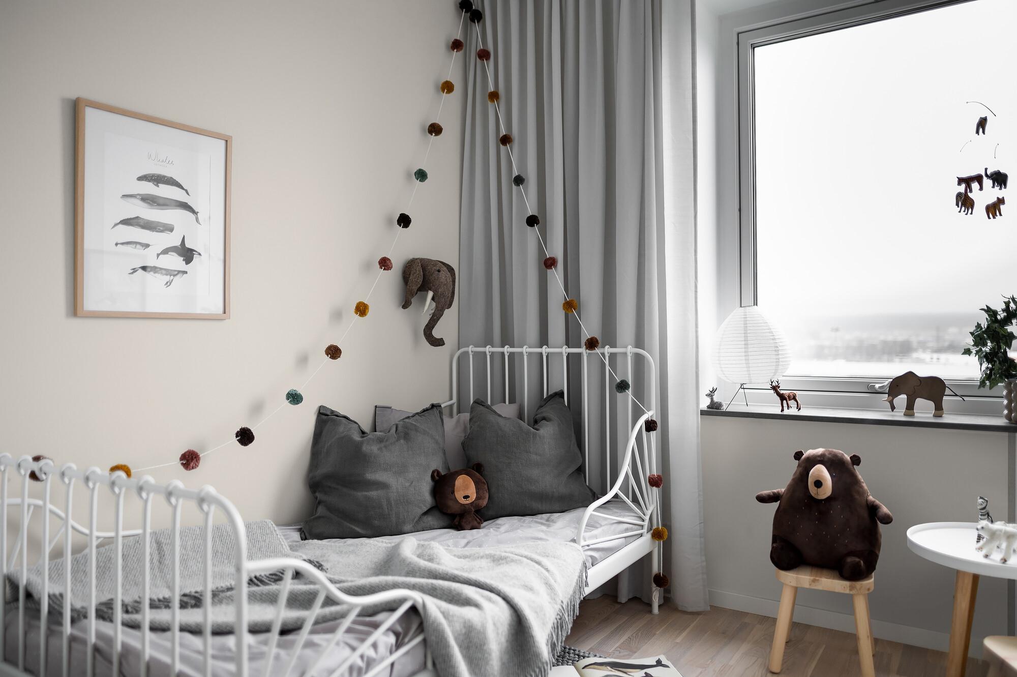 Borosan 21 8630 tapet enfärgad i vit. Från kollektionen Borosan 21. Papper-material.