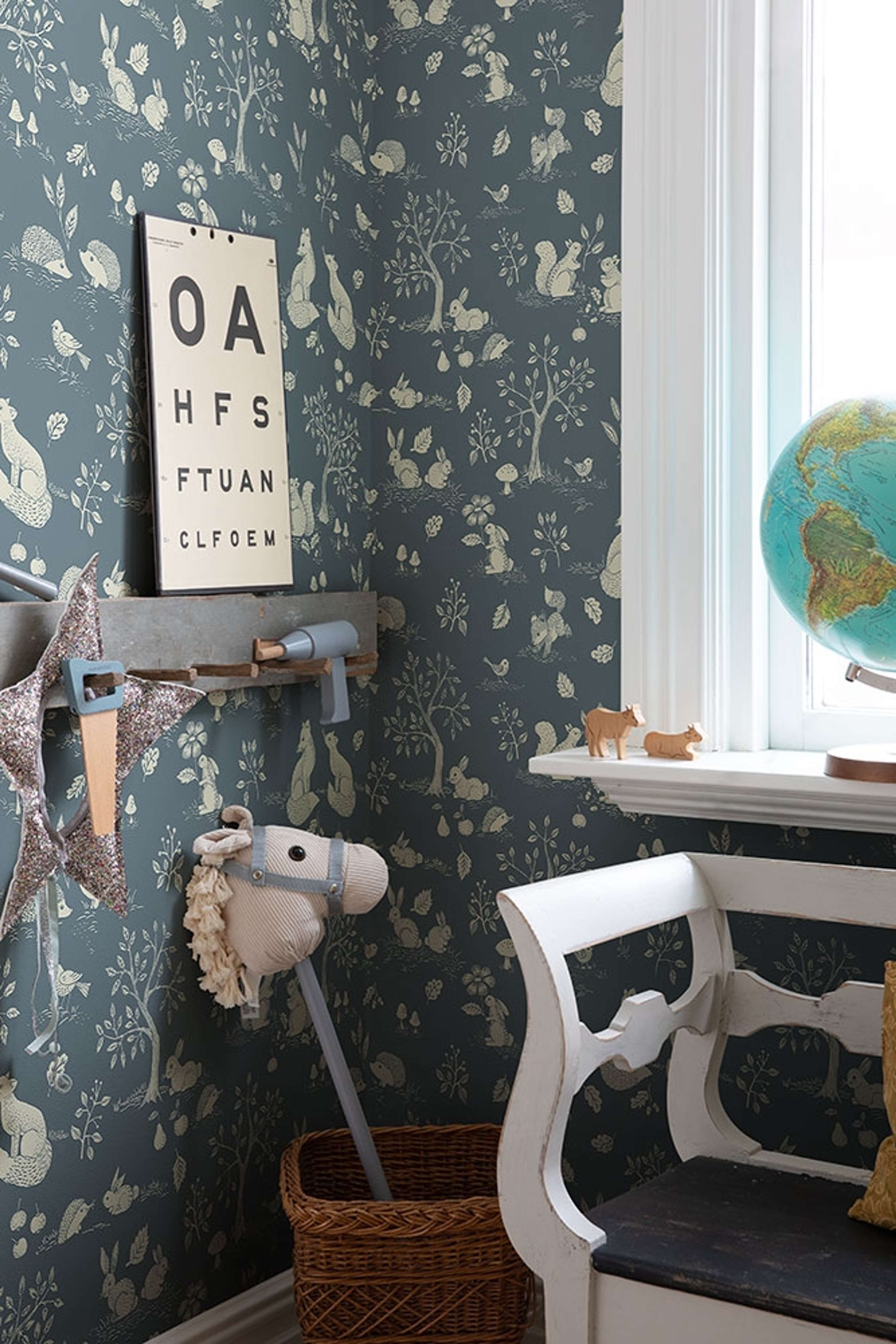 Ivar, blågrön med mönster av träd och djur tapet med djur mönster i blå. Från kollektionen Grönhaga. Nonwoven-material med förskjuten passning. Lek-stil. Passar i barnrum.​​​​‌﻿‍﻿​‍​‍‌‍﻿﻿‌﻿​‍‌‍‍‌‌‍‌﻿‌‍‍‌‌‍﻿‍​‍​‍​﻿‍‍​‍​‍‌﻿​﻿‌‍​‌‌‍﻿‍‌‍‍‌‌﻿‌​‌﻿‍‌​‍﻿‍‌‍‍‌‌‍﻿﻿​‍​‍​‍﻿​​‍​‍‌‍‍​‌﻿​‍‌‍‌‌‌‍‌‍​‍​‍​﻿‍‍​‍​‍‌‍‍​‌﻿‌​‌﻿‌​‌﻿​​‌﻿​﻿​﻿‍‍​‍﻿﻿​‍﻿﻿‌﻿‌﻿‌﻿‌﻿‌﻿‌﻿​‍﻿‍‌‍​﻿‌‍﻿﻿‌‍﻿​‌‍﻿﻿‌﻿​‍‌‍​‌‌‍﻿‌‌‍​‌​‍﻿‍‌﻿​﻿‌‍‌‌​‍﻿﻿‌﻿​﻿‌﻿‌​‌﻿‌‌‌‍‌​‌‍‍‌‌‍﻿﻿​‍﻿﻿‌‍‍‌‌‍﻿‍‌﻿‌​‌‍‌‌‌‍﻿‍‌﻿‌​​‍﻿﻿‌‍‌‌‌‍‌​‌‍‍‌‌﻿‌​​‍﻿﻿‌‍﻿‌‌‍﻿﻿‌‍‌​‌‍‌‌​﻿﻿‌‌﻿​​‌﻿​‍‌‍‌‌‌﻿​﻿‌‍‌‌‌‍﻿‍‌﻿‌​‌‍​‌‌﻿‌​‌‍‍‌‌‍﻿﻿‌‍﻿‍​﻿‍﻿‌‍‍‌‌‍‌​​﻿﻿‌‌‍‍‌‌‍﻿‌‌‍​‌‌‍‌﻿‌‍‌‌​‍﻿‌‌‍​﻿​﻿‌​​﻿​‌​﻿‌​​﻿‌‍​﻿‌﻿‌‍​‌​﻿​‌​﻿‍​​﻿​﻿​﻿‌‌​﻿‌‍​﻿‍​​﻿‌​‌‍​﻿‌‍​﻿​﻿​​‌‍‌‍​﻿​​​﻿‍​​﻿​​‌‍​﻿‌‍​‍‌‍‌‍​﻿​​​﻿​​‌‍‌‍​﻿‌​​﻿​‍​﻿​‍​﻿‌​​﻿​‌‌‍​﻿​﻿‌​‌‍‌​​﻿‌​​﻿‌​​﻿‌‌‌‍‌​‌‍‌​​‍﻿‌​﻿‌‍​﻿‌‍​﻿‌﻿‌﻿‍​​﻿​‌​﻿​​​﻿​​​﻿​​​‍﻿‌‌‍‍‍‌﻿​​‌‍‌﻿​﻿‍﻿‌﻿‌​‌﻿‍‌‌﻿​​‌‍‌‌​﻿﻿‌‌﻿​﻿‌‍​‌‌‍﻿‍‌‍‍‌‌﻿‌​‌﻿‍‌​‍﻿‍‌‍‍‌‌‍﻿‌‌‍​‌‌‍‌﻿‌‍‌‌‌​​‌‌﻿​﻿‌﻿​﻿‌‍‌‌‌﻿‌​​﻿‍﻿‌﻿​​‌‍​‌‌﻿‌​‌‍‍​​﻿﻿‌‌‍​‌‌‍﻿​‌﻿‌​‌‌‌​‌‍‌‌‌﻿‍​‌﻿‌​​﻿﻿﻿‌‍​‍‌‍​‌‌﻿​﻿‌‍‌‌‌‌‌‌‌﻿​‍‌‍﻿​​﻿﻿‌‌‍‍​‌﻿‌​‌﻿‌​‌﻿​​‌﻿​﻿​‍‌‌​﻿​﻿‌​​‌​‍‌‌​﻿​‍‌​‌‍​‍‌‌​﻿​‍‌​‌‍‌﻿‌﻿‌﻿‌﻿‌﻿‌﻿​‍﻿‍‌‍​﻿‌‍﻿﻿‌‍﻿​‌‍﻿﻿‌﻿​‍‌‍​‌‌‍﻿‌‌‍​‌​‍﻿‍‌﻿​﻿‌‍‌‌​‍‌‌​﻿​‍‌​‌‍‌﻿​﻿‌﻿‌​‌﻿‌‌‌‍‌​‌‍‍‌‌‍﻿﻿​‍‌‍‌‍‍‌‌‍‌​​﻿﻿‌‌‍‍‌‌‍﻿‌‌‍​‌‌‍‌﻿‌‍‌‌​‍﻿‌‌‍​﻿​﻿‌​​﻿​‌​﻿‌​​﻿‌‍​﻿‌﻿‌‍​‌​﻿​‌​﻿‍​​﻿​﻿​﻿‌‌​﻿‌‍​﻿‍​​﻿‌​‌‍​﻿‌‍​﻿​﻿​​‌‍‌‍​﻿​​​﻿‍​​﻿​​‌‍​﻿‌‍​‍‌‍‌‍​﻿​​​﻿​​‌‍‌‍​﻿‌​​﻿​‍​﻿​‍​﻿‌​​﻿​‌‌‍​﻿​﻿‌​‌‍‌​​﻿‌​​﻿‌​​﻿‌‌‌‍‌​‌‍‌​​‍﻿‌​﻿‌‍​﻿‌‍​﻿‌﻿‌﻿‍​​﻿​‌​﻿​​​﻿​​​﻿​​​‍﻿‌‌‍‍‍‌﻿​​‌‍‌﻿​‍‌‍‌﻿‌​‌﻿‍‌‌﻿​​‌‍‌‌​﻿﻿‌‌﻿​﻿‌‍​‌‌‍﻿‍‌‍‍‌‌﻿‌​‌﻿‍‌​‍﻿‍‌‍‍‌‌‍﻿‌‌‍​‌‌‍‌﻿‌‍‌‌‌​​‌‌﻿​﻿‌﻿​﻿‌‍‌‌‌﻿‌​​‍‌‍‌﻿​​‌‍​‌‌﻿‌​‌‍‍​​﻿﻿‌‌‍​‌‌‍﻿​‌﻿‌​‌‌‌​‌‍‌‌‌﻿‍​‌﻿‌​​‍‌‍‌﻿​​‌‍‌‌‌﻿​‍‌﻿​﻿‌﻿​​‌‍‌‌‌‍​﻿‌﻿‌​‌‍‍‌‌﻿‌‍‌‍‌‌​﻿﻿‌‌﻿​​‌﻿‌‌‌‍​‍‌‍﻿​‌‍‍‌‌﻿​﻿‌‍‍​‌‍‌‌‌‍‌​​‍​‍‌﻿﻿‌
