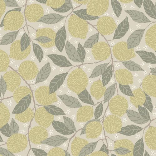 Lemona citroner, beige tapet med botaniskt mönster i gul. Från kollektionen Grönhaga. Nonwoven-material med förskjuten passning. Country-stil. Passar i barnrum.