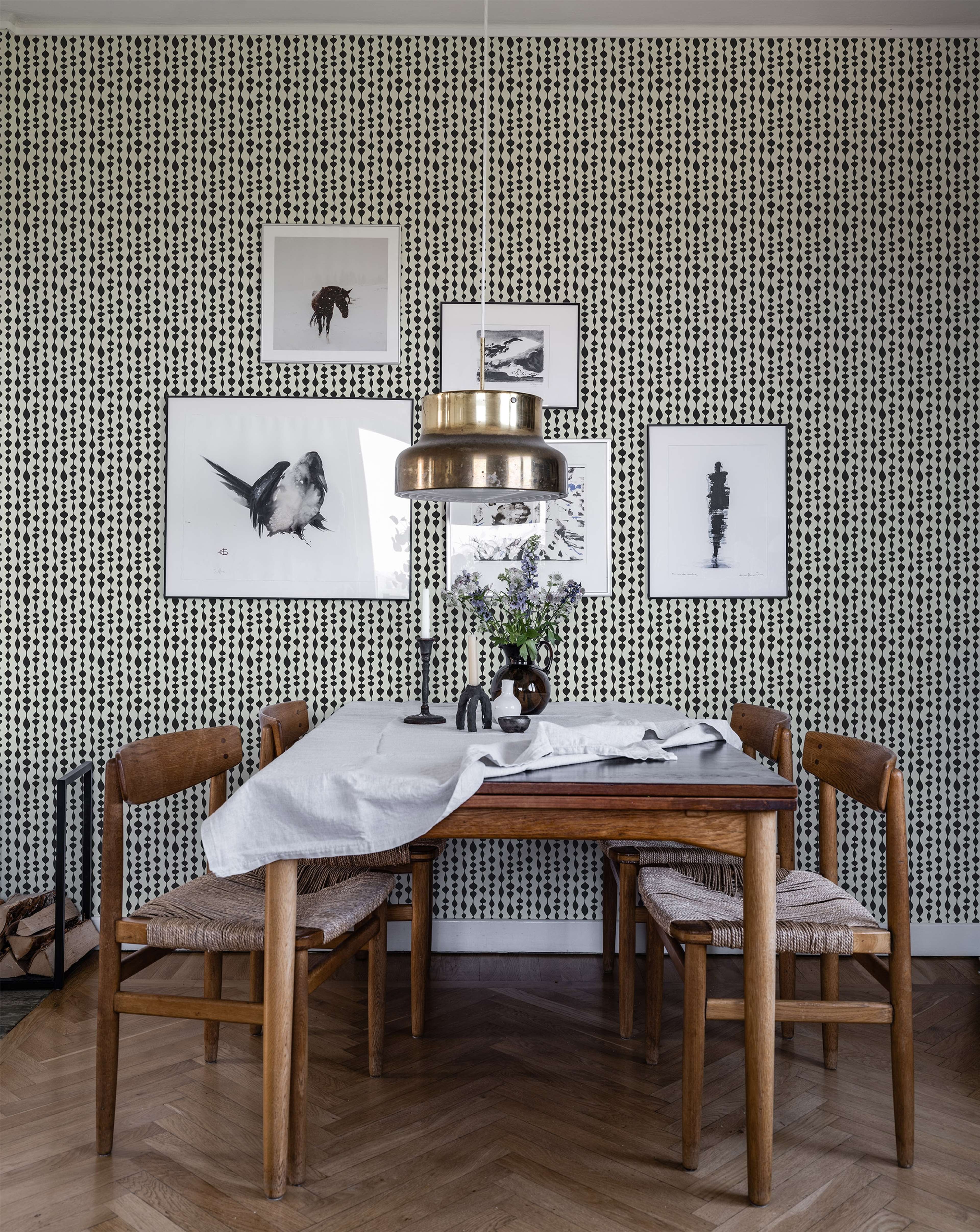 Margaret Rose svart tapet med grafiskt mönster i svart. Från kollektionen Gammalsvenska klassiker 1850–1950. Nonwoven-material med rak passning.​​​​‌﻿‍﻿​‍​‍‌‍﻿﻿‌﻿​‍‌‍‍‌‌‍‌﻿‌‍‍‌‌‍﻿‍​‍​‍​﻿‍‍​‍​‍‌﻿​﻿‌‍​‌‌‍﻿‍‌‍‍‌‌﻿‌​‌﻿‍‌​‍﻿‍‌‍‍‌‌‍﻿﻿​‍​‍​‍﻿​​‍​‍‌‍‍​‌﻿​‍‌‍‌‌‌‍‌‍​‍​‍​﻿‍‍​‍​‍‌‍‍​‌﻿‌​‌﻿‌​‌﻿​​‌﻿​﻿​﻿‍‍​‍﻿﻿​‍﻿﻿‌﻿‌﻿‌﻿‌﻿‌﻿‌﻿​‍﻿‍‌‍​﻿‌‍﻿﻿‌‍﻿​‌‍﻿﻿‌﻿​‍‌‍​‌‌‍﻿‌‌‍​‌​‍﻿‍‌﻿​﻿‌‍‌‌​‍﻿﻿‌﻿​﻿‌﻿‌​‌﻿‌‌‌‍‌​‌‍‍‌‌‍﻿﻿​‍﻿﻿‌‍‍‌‌‍﻿‍‌﻿‌​‌‍‌‌‌‍﻿‍‌﻿‌​​‍﻿﻿‌‍‌‌‌‍‌​‌‍‍‌‌﻿‌​​‍﻿﻿‌‍﻿‌‌‍﻿﻿‌‍‌​‌‍‌‌​﻿﻿‌‌﻿​​‌﻿​‍‌‍‌‌‌﻿​﻿‌‍‌‌‌‍﻿‍‌﻿‌​‌‍​‌‌﻿‌​‌‍‍‌‌‍﻿﻿‌‍﻿‍​﻿‍﻿‌‍‍‌‌‍‌​​﻿﻿‌‌‍‍‌‌‍﻿‌‌‍​‌‌‍‌﻿‌‍‌‌​‍﻿‌‌‍​﻿​﻿‌‌‌‍​‍‌‍​﻿‌‍‌​​﻿​‌​﻿‌​​﻿‌﻿​﻿‌‌‌‍​‌‌‍​﻿​﻿‌‌‌‍​‌​﻿​​​﻿‌‌​﻿​‍​﻿‍​​﻿‌﻿​﻿‌‌​﻿​﻿‌‍‌​​﻿​​​﻿​‍​﻿‍‌​﻿​​​﻿​‍​﻿​‍​﻿‍‌​﻿​‍​﻿​﻿​﻿‌﻿​﻿​﻿​﻿‌﻿‌‍​‌​﻿‍​​﻿​﻿​﻿‌​​﻿​‌‌‍​﻿‌‍​﻿​‍﻿‌​﻿​‍​﻿​​​﻿‍​​﻿‌‍‌﻿‍​​﻿​‍​﻿‌‍​﻿​‍​﻿​﻿​‍﻿‌‌‍‍‍‌﻿​​‌‍‌﻿​﻿‍﻿‌﻿‌​‌﻿‍‌‌﻿​​‌‍‌‌​﻿﻿‌‌﻿​﻿‌‍​‌‌‍﻿‍‌‍‍‌‌﻿‌​‌﻿‍‌​‍﻿‍‌‍‍‌‌‍﻿‌‌‍​‌‌‍‌﻿‌‍‌‌‌​​‌‌﻿​﻿‌﻿​﻿‌‍‌‌‌﻿‌​​﻿‍﻿‌﻿​​‌‍​‌‌﻿‌​‌‍‍​​﻿﻿‌‌‍​‌‌‍﻿​‌﻿‌​‌‌‌​‌‍‌‌‌﻿‍​‌﻿‌​​﻿﻿﻿‌‍​‍‌‍​‌‌﻿​﻿‌‍‌‌‌‌‌‌‌﻿​‍‌‍﻿​​﻿﻿‌‌‍‍​‌﻿‌​‌﻿‌​‌﻿​​‌﻿​﻿​‍‌‌​﻿​﻿‌​​‌​‍‌‌​﻿​‍‌​‌‍​‍‌‌​﻿​‍‌​‌‍‌﻿‌﻿‌﻿‌﻿‌﻿‌﻿​‍﻿‍‌‍​﻿‌‍﻿﻿‌‍﻿​‌‍﻿﻿‌﻿​‍‌‍​‌‌‍﻿‌‌‍​‌​‍﻿‍‌﻿​﻿‌‍‌‌​‍‌‌​﻿​‍‌​‌‍‌﻿​﻿‌﻿‌​‌﻿‌‌‌‍‌​‌‍‍‌‌‍﻿﻿​‍‌‍‌‍‍‌‌‍‌​​﻿﻿‌‌‍‍‌‌‍﻿‌‌‍​‌‌‍‌﻿‌‍‌‌​‍﻿‌‌‍​﻿​﻿‌‌‌‍​‍‌‍​﻿‌‍‌​​﻿​‌​﻿‌​​﻿‌﻿​﻿‌‌‌‍​‌‌‍​﻿​﻿‌‌‌‍​‌​﻿​​​﻿‌‌​﻿​‍​﻿‍​​﻿‌﻿​﻿‌‌​﻿​﻿‌‍‌​​﻿​​​﻿​‍​﻿‍‌​﻿​​​﻿​‍​﻿​‍​﻿‍‌​﻿​‍​﻿​﻿​﻿‌﻿​﻿​﻿​﻿‌﻿‌‍​‌​﻿‍​​﻿​﻿​﻿‌​​﻿​‌‌‍​﻿‌‍​﻿​‍﻿‌​﻿​‍​﻿​​​﻿‍​​﻿‌‍‌﻿‍​​﻿​‍​﻿‌‍​﻿​‍​﻿​﻿​‍﻿‌‌‍‍‍‌﻿​​‌‍‌﻿​‍‌‍‌﻿‌​‌﻿‍‌‌﻿​​‌‍‌‌​﻿﻿‌‌﻿​﻿‌‍​‌‌‍﻿‍‌‍‍‌‌﻿‌​‌﻿‍‌​‍﻿‍‌‍‍‌‌‍﻿‌‌‍​‌‌‍‌﻿‌‍‌‌‌​​‌‌﻿​﻿‌﻿​﻿‌‍‌‌‌﻿‌​​‍‌‍‌﻿​​‌‍​‌‌﻿‌​‌‍‍​​﻿﻿‌‌‍​‌‌‍﻿​‌﻿‌​‌‌‌​‌‍‌‌‌﻿‍​‌﻿‌​​‍‌‍‌﻿​​‌‍‌‌‌﻿​‍‌﻿​﻿‌﻿​​‌‍‌‌‌‍​﻿‌﻿‌​‌‍‍‌‌﻿‌‍‌‍‌‌​﻿﻿‌‌﻿​​‌﻿‌‌‌‍​‍‌‍﻿​‌‍‍‌‌﻿​﻿‌‍‍​‌‍‌‌‌‍‌​​‍​‍‌﻿﻿‌