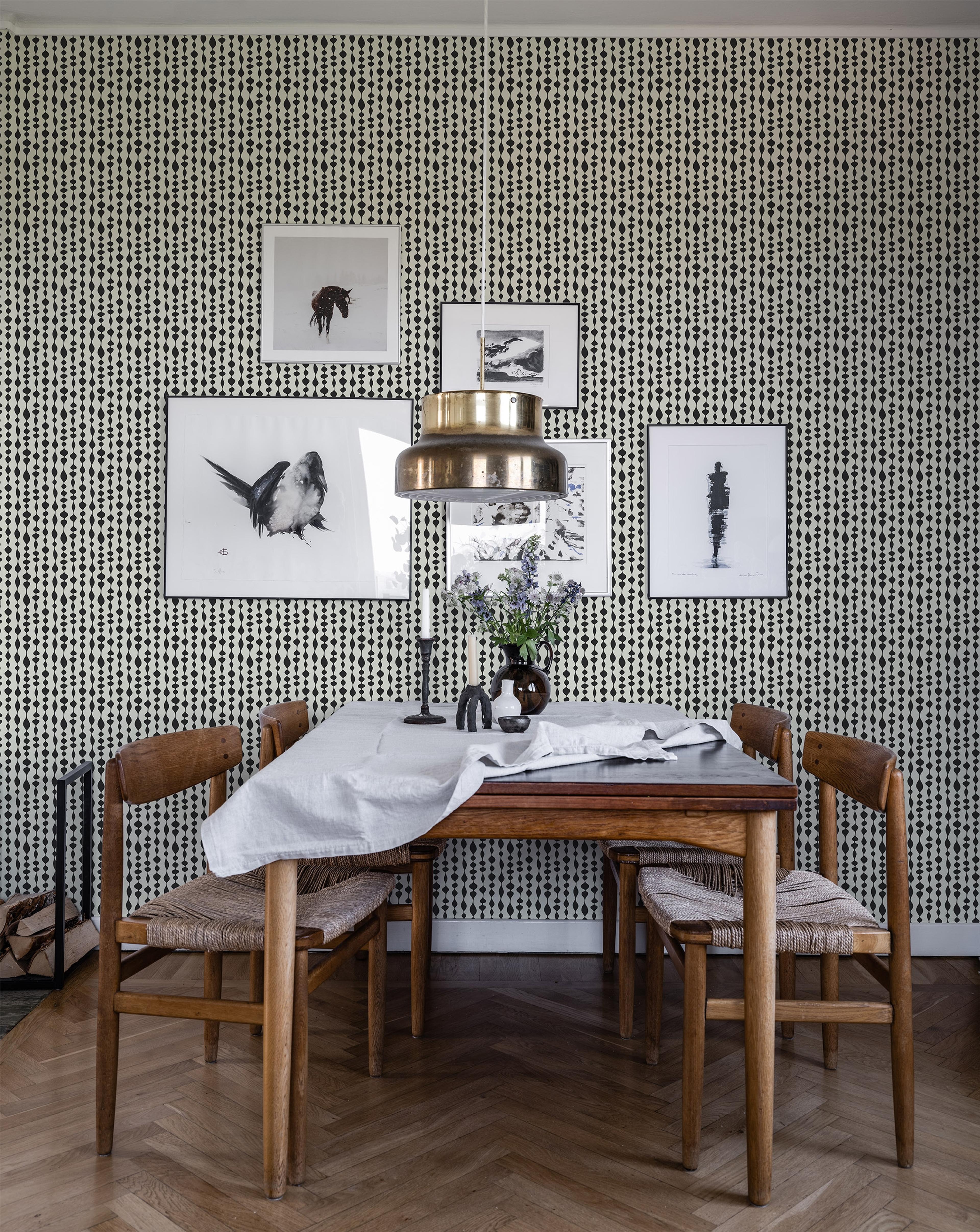 Margaret Rose svart tapet med grafiskt mönster i svart. Från kollektionen Gammalsvenska klassiker 1850–1950. Nonwoven-material med rak passning.​​​​‌﻿‍﻿​‍​‍‌‍﻿﻿‌﻿​‍‌‍‍‌‌‍‌﻿‌‍‍‌‌‍﻿‍​‍​‍​﻿‍‍​‍​‍‌﻿​﻿‌‍​‌‌‍﻿‍‌‍‍‌‌﻿‌​‌﻿‍‌​‍﻿‍‌‍‍‌‌‍﻿﻿​‍​‍​‍﻿​​‍​‍‌‍‍​‌﻿​‍‌‍‌‌‌‍‌‍​‍​‍​﻿‍‍​‍​‍‌‍‍​‌﻿‌​‌﻿‌​‌﻿​​‌﻿​﻿​﻿‍‍​‍﻿﻿​‍﻿﻿‌﻿‌﻿‌﻿‌﻿‌﻿‌﻿​‍﻿‍‌‍​﻿‌‍﻿﻿‌‍﻿​‌‍﻿﻿‌﻿​‍‌‍​‌‌‍﻿‌‌‍​‌​‍﻿‍‌﻿​﻿‌‍‌‌​‍﻿﻿‌﻿​﻿‌﻿‌​‌﻿‌‌‌‍‌​‌‍‍‌‌‍﻿﻿​‍﻿﻿‌‍‍‌‌‍﻿‍‌﻿‌​‌‍‌‌‌‍﻿‍‌﻿‌​​‍﻿﻿‌‍‌‌‌‍‌​‌‍‍‌‌﻿‌​​‍﻿﻿‌‍﻿‌‌‍﻿﻿‌‍‌​‌‍‌‌​﻿﻿‌‌﻿​​‌﻿​‍‌‍‌‌‌﻿​﻿‌‍‌‌‌‍﻿‍‌﻿‌​‌‍​‌‌﻿‌​‌‍‍‌‌‍﻿﻿‌‍﻿‍​﻿‍﻿‌‍‍‌‌‍‌​​﻿﻿‌‌‍‍‌‌‍﻿‌‌‍​‌‌‍‌﻿‌‍‌‌​‍﻿‌‌‍​﻿​﻿‌‌‌‍​‍‌‍​﻿‌‍‌​​﻿​‌​﻿‌​​﻿‌﻿​﻿‌‌‌‍​‌‌‍​﻿​﻿‌‌‌‍​‌​﻿​​​﻿‌‌​﻿​‍​﻿‍​​﻿‌﻿​﻿‌‌​﻿​﻿‌‍‌​​﻿​​​﻿​‍​﻿‍‌​﻿​​​﻿​‍​﻿​‍​﻿‍‌​﻿​‍​﻿​﻿​﻿‌﻿​﻿​﻿​﻿‌﻿‌‍​‌​﻿‍​​﻿​﻿​﻿‌​​﻿​‌‌‍​﻿‌‍​﻿​‍﻿‌​﻿​‍​﻿​​​﻿‍​​﻿‌‍‌﻿‍​​﻿​‍​﻿‌‍​﻿​‍​﻿​﻿​‍﻿‌‌‍‍‍‌﻿​​‌‍‌﻿​﻿‍﻿‌﻿‌​‌﻿‍‌‌﻿​​‌‍‌‌​﻿﻿‌‌﻿​﻿‌‍​‌‌‍﻿‍‌‍‍‌‌﻿‌​‌﻿‍‌​‍﻿‍‌‍‍‌‌‍﻿‌‌‍​‌‌‍‌﻿‌‍‌‌‌​​‌‌﻿​﻿‌﻿​﻿‌‍‌‌‌﻿‌​​﻿‍﻿‌﻿​​‌‍​‌‌﻿‌​‌‍‍​​﻿﻿‌‌‍​‌‌‍﻿​‌﻿‌​‌‌‌​‌‍‌‌‌﻿‍​‌﻿‌​​﻿﻿﻿‌‍​‍‌‍​‌‌﻿​﻿‌‍‌‌‌‌‌‌‌﻿​‍‌‍﻿​​﻿﻿‌‌‍‍​‌﻿‌​‌﻿‌​‌﻿​​‌﻿​﻿​‍‌‌​﻿​﻿‌​​‌​‍‌‌​﻿​‍‌​‌‍​‍‌‌​﻿​‍‌​‌‍‌﻿‌﻿‌﻿‌﻿‌﻿‌﻿​‍﻿‍‌‍​﻿‌‍﻿﻿‌‍﻿​‌‍﻿﻿‌﻿​‍‌‍​‌‌‍﻿‌‌‍​‌​‍﻿‍‌﻿​﻿‌‍‌‌​‍‌‌​﻿​‍‌​‌‍‌﻿​﻿‌﻿‌​‌﻿‌‌‌‍‌​‌‍‍‌‌‍﻿﻿​‍‌‍‌‍‍‌‌‍‌​​﻿﻿‌‌‍‍‌‌‍﻿‌‌‍​‌‌‍‌﻿‌‍‌‌​‍﻿‌‌‍​﻿​﻿‌‌‌‍​‍‌‍​﻿‌‍‌​​﻿​‌​﻿‌​​﻿‌﻿​﻿‌‌‌‍​‌‌‍​﻿​﻿‌‌‌‍​‌​﻿​​​﻿‌‌​﻿​‍​﻿‍​​﻿‌﻿​﻿‌‌​﻿​﻿‌‍‌​​﻿​​​﻿​‍​﻿‍‌​﻿​​​﻿​‍​﻿​‍​﻿‍‌​﻿​‍​﻿​﻿​﻿‌﻿​﻿​﻿​﻿‌﻿‌‍​‌​﻿‍​​﻿​﻿​﻿‌​​﻿​‌‌‍​﻿‌‍​﻿​‍﻿‌​﻿​‍​﻿​​​﻿‍​​﻿‌‍‌﻿‍​​﻿​‍​﻿‌‍​﻿​‍​﻿​﻿​‍﻿‌‌‍‍‍‌﻿​​‌‍‌﻿​‍‌‍‌﻿‌​‌﻿‍‌‌﻿​​‌‍‌‌​﻿﻿‌‌﻿​﻿‌‍​‌‌‍﻿‍‌‍‍‌‌﻿‌​‌﻿‍‌​‍﻿‍‌‍‍‌‌‍﻿‌‌‍​‌‌‍‌﻿‌‍‌‌‌​​‌‌﻿​﻿‌﻿​﻿‌‍‌‌‌﻿‌​​‍‌‍‌﻿​​‌‍​‌‌﻿‌​‌‍‍​​﻿﻿‌‌‍​‌‌‍﻿​‌﻿‌​‌‌‌​‌‍‌‌‌﻿‍​‌﻿‌​​‍‌‍‌﻿​​‌‍‌‌‌﻿​‍‌﻿​﻿‌﻿​​‌‍‌‌‌‍​﻿‌﻿‌​‌‍‍‌‌﻿‌‍‌‍‌‌​﻿﻿‌‌﻿​​‌﻿‌‌‌‍​‍‌‍﻿​‌‍‍‌‌﻿​﻿‌‍‍​‌‍‌‌‌‍‌​​‍​‍‌﻿﻿‌