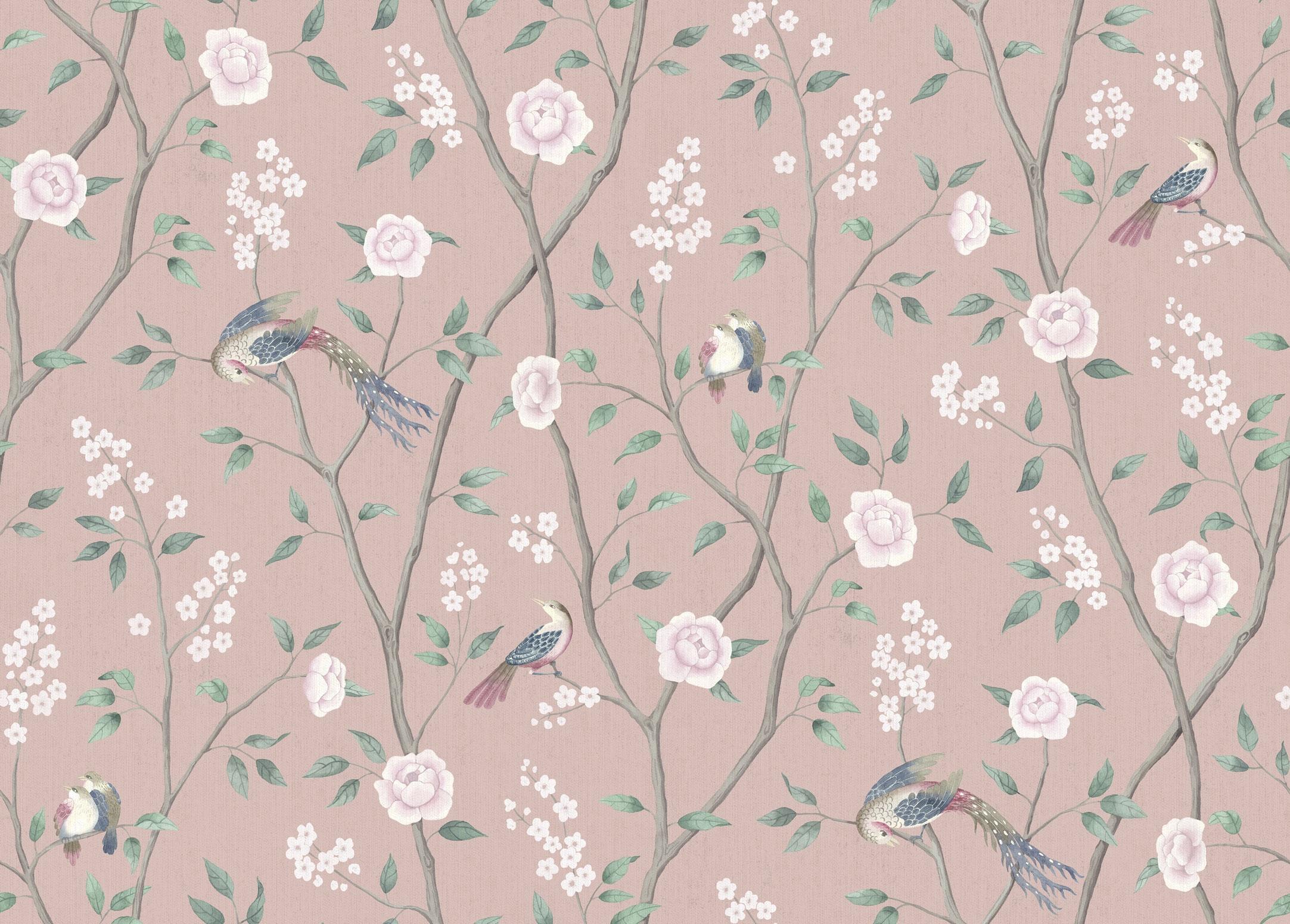 Paradise Birds tapet tapet från Boråstapeter med djur, blommigt mönster i rosa. Från kollektionen Dreamy Escape. Nonwoven-material med förskjuten passning. Lyx-stil. Passar i vardagsrum och matsal.