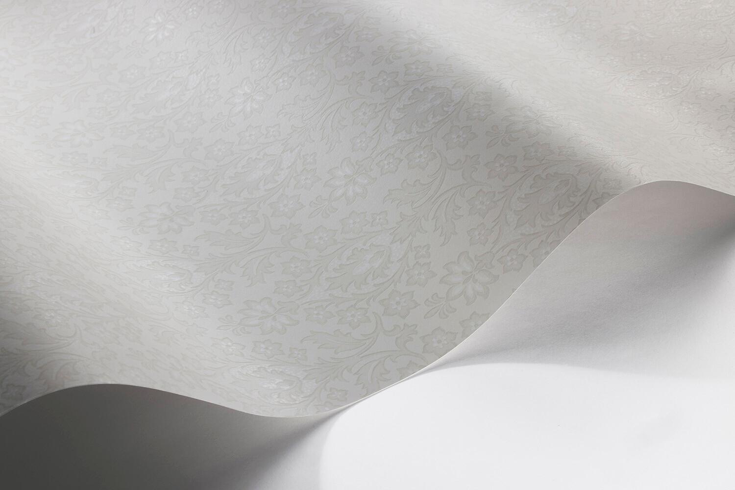 Borosan 21 8605 tapet med medaljonger mönster i vit. Från kollektionen Borosan 21. Papper-material med rak passning.