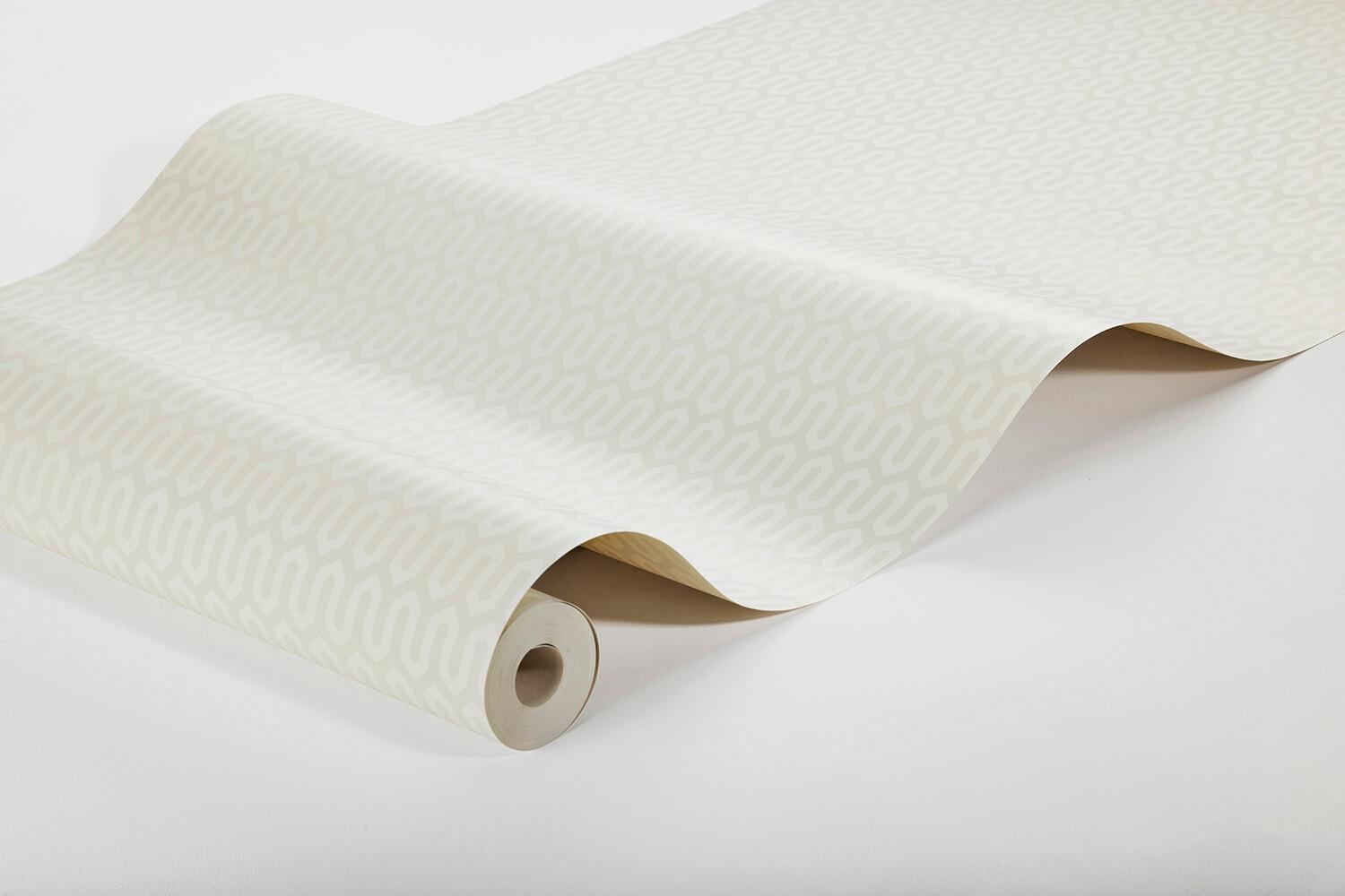 Arne Jacobsen Ypsilon tapet med grafiskt, retro mönster i vit. Från kollektionen Scandinavian Designers III. Nonwoven-material med rak passning.