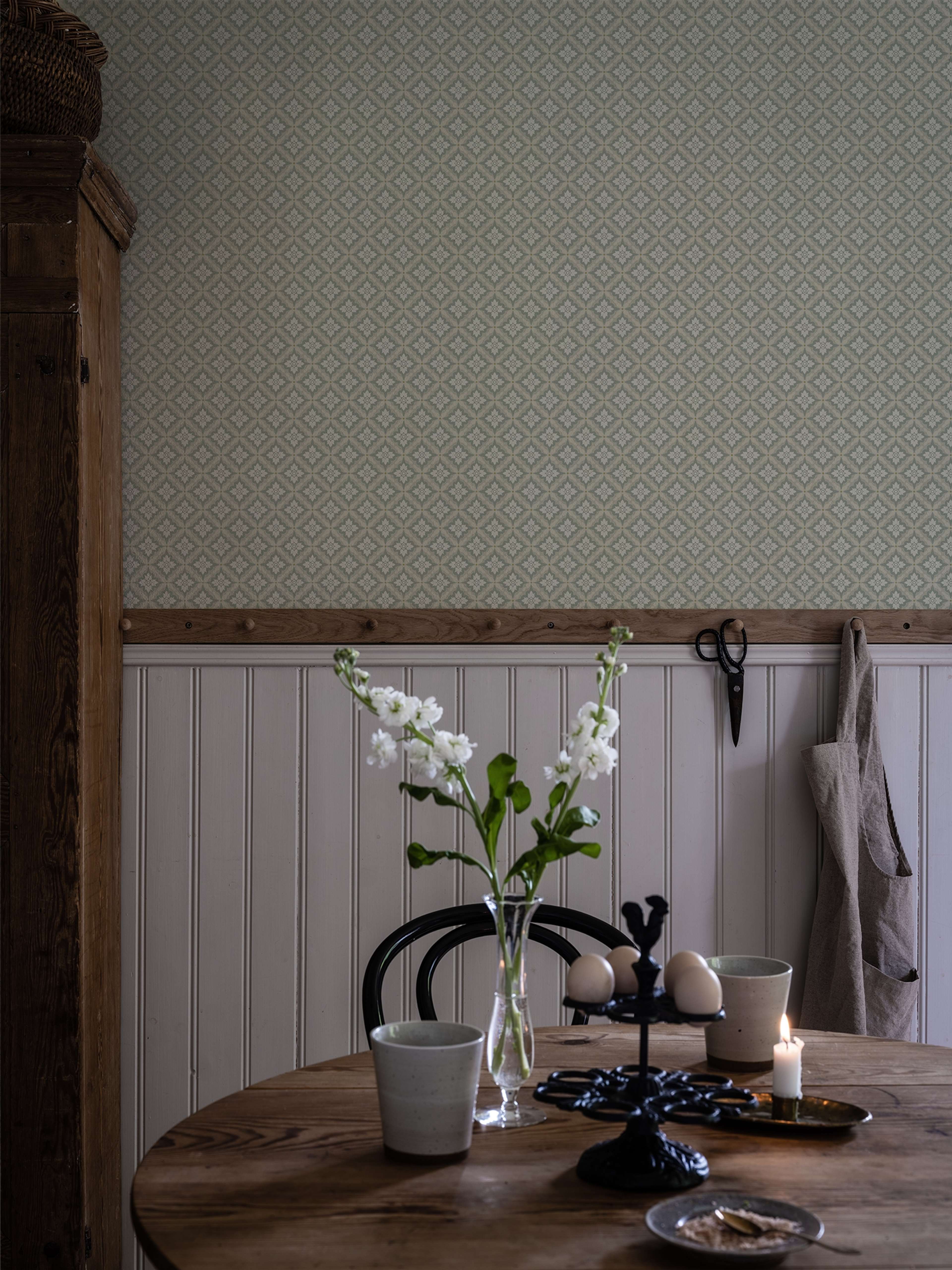 Ingrid Grön tapet med geometriskt mönster i grön. Från kollektionen Gammalsvenska klassiker 1850–1950. Nonwoven-material med rak passning. Country-stil. Passar i vardagsrum och matsal.​​​​‌﻿‍﻿​‍​‍‌‍﻿﻿‌﻿​‍‌‍‍‌‌‍‌﻿‌‍‍‌‌‍﻿‍​‍​‍​﻿‍‍​‍​‍‌﻿​﻿‌‍​‌‌‍﻿‍‌‍‍‌‌﻿‌​‌﻿‍‌​‍﻿‍‌‍‍‌‌‍﻿﻿​‍​‍​‍﻿​​‍​‍‌‍‍​‌﻿​‍‌‍‌‌‌‍‌‍​‍​‍​﻿‍‍​‍​‍‌‍‍​‌﻿‌​‌﻿‌​‌﻿​​‌﻿​﻿​﻿‍‍​‍﻿﻿​‍﻿﻿‌﻿‌﻿‌﻿‌﻿‌﻿‌﻿​‍﻿‍‌‍​﻿‌‍﻿﻿‌‍﻿​‌‍﻿﻿‌﻿​‍‌‍​‌‌‍﻿‌‌‍​‌​‍﻿‍‌﻿​﻿‌‍‌‌​‍﻿﻿‌﻿​﻿‌﻿‌​‌﻿‌‌‌‍‌​‌‍‍‌‌‍﻿﻿​‍﻿﻿‌‍‍‌‌‍﻿‍‌﻿‌​‌‍‌‌‌‍﻿‍‌﻿‌​​‍﻿﻿‌‍‌‌‌‍‌​‌‍‍‌‌﻿‌​​‍﻿﻿‌‍﻿‌‌‍﻿﻿‌‍‌​‌‍‌‌​﻿﻿‌‌﻿​​‌﻿​‍‌‍‌‌‌﻿​﻿‌‍‌‌‌‍﻿‍‌﻿‌​‌‍​‌‌﻿‌​‌‍‍‌‌‍﻿﻿‌‍﻿‍​﻿‍﻿‌‍‍‌‌‍‌​​﻿﻿‌‌‍‍‌‌‍﻿‌‌‍​‌‌‍‌﻿‌‍‌‌​‍﻿‌‌‍‌​​﻿​​​﻿​‌​﻿‌‌​﻿‌​‌‍​﻿‌‍​‍​﻿‍‌​﻿‍‌​﻿‌​‌‍​﻿​﻿‌​​﻿‌‌​﻿‍‌​﻿‌​‌‍​﻿‌‍‌‌​﻿‌‌‌‍‌‍​﻿‍​‌‍​‍‌‍‌‍​﻿‍‌​﻿​‍​﻿​​​﻿‌﻿​﻿‌﻿‌‍‌‍​﻿​​‌‍​‌​﻿​‍​﻿‌‌​﻿​﻿​﻿‍‌‌‍‌‌​﻿‌‍​﻿‌‍‌‍​‌​﻿​﻿​﻿​‍​‍﻿‌​﻿​‌​﻿‌‌​﻿​​​﻿​​‌﻿‍​​﻿​‍​﻿​​​﻿​​​﻿​​​‍﻿‌‌‍‍‍‌﻿​​‌‍‌﻿​﻿‍﻿‌﻿‌​‌﻿‍‌‌﻿​​‌‍‌‌​﻿﻿‌‌﻿​﻿‌‍​‌‌‍﻿‍‌‍‍‌‌﻿‌​‌﻿‍‌​‍﻿‍‌‍‍‌‌‍﻿‌‌‍​‌‌‍‌﻿‌‍‌‌‌​​‌‌﻿​﻿‌﻿​﻿‌‍‌‌‌﻿‌​​﻿‍﻿‌﻿​​‌‍​‌‌﻿‌​‌‍‍​​﻿﻿‌‌‍​‌‌‍﻿​‌﻿‌​‌‌‌​‌‍‌‌‌﻿‍​‌﻿‌​​﻿﻿﻿‌‍​‍‌‍​‌‌﻿​﻿‌‍‌‌‌‌‌‌‌﻿​‍‌‍﻿​​﻿﻿‌‌‍‍​‌﻿‌​‌﻿‌​‌﻿​​‌﻿​﻿​‍‌‌​﻿​﻿‌​​‌​‍‌‌​﻿​‍‌​‌‍​‍‌‌​﻿​‍‌​‌‍‌﻿‌﻿‌﻿‌﻿‌﻿‌﻿​‍﻿‍‌‍​﻿‌‍﻿﻿‌‍﻿​‌‍﻿﻿‌﻿​‍‌‍​‌‌‍﻿‌‌‍​‌​‍﻿‍‌﻿​﻿‌‍‌‌​‍‌‌​﻿​‍‌​‌‍‌﻿​﻿‌﻿‌​‌﻿‌‌‌‍‌​‌‍‍‌‌‍﻿﻿​‍‌‍‌‍‍‌‌‍‌​​﻿﻿‌‌‍‍‌‌‍﻿‌‌‍​‌‌‍‌﻿‌‍‌‌​‍﻿‌‌‍‌​​﻿​​​﻿​‌​﻿‌‌​﻿‌​‌‍​﻿‌‍​‍​﻿‍‌​﻿‍‌​﻿‌​‌‍​﻿​﻿‌​​﻿‌‌​﻿‍‌​﻿‌​‌‍​﻿‌‍‌‌​﻿‌‌‌‍‌‍​﻿‍​‌‍​‍‌‍‌‍​﻿‍‌​﻿​‍​﻿​​​﻿‌﻿​﻿‌﻿‌‍‌‍​﻿​​‌‍​‌​﻿​‍​﻿‌‌​﻿​﻿​﻿‍‌‌‍‌‌​﻿‌‍​﻿‌‍‌‍​‌​﻿​﻿​﻿​‍​‍﻿‌​﻿​‌​﻿‌‌​﻿​​​﻿​​‌﻿‍​​﻿​‍​﻿​​​﻿​​​﻿​​​‍﻿‌‌‍‍‍‌﻿​​‌‍‌﻿​‍‌‍‌﻿‌​‌﻿‍‌‌﻿​​‌‍‌‌​﻿﻿‌‌﻿​﻿‌‍​‌‌‍﻿‍‌‍‍‌‌﻿‌​‌﻿‍‌​‍﻿‍‌‍‍‌‌‍﻿‌‌‍​‌‌‍‌﻿‌‍‌‌‌​​‌‌﻿​﻿‌﻿​﻿‌‍‌‌‌﻿‌​​‍‌‍‌﻿​​‌‍​‌‌﻿‌​‌‍‍​​﻿﻿‌‌‍​‌‌‍﻿​‌﻿‌​‌‌‌​‌‍‌‌‌﻿‍​‌﻿‌​​‍‌‍‌﻿​​‌‍‌‌‌﻿​‍‌﻿​﻿‌﻿​​‌‍‌‌‌‍​﻿‌﻿‌​‌‍‍‌‌﻿‌‍‌‍‌‌​﻿﻿‌‌﻿​​‌﻿‌‌‌‍​‍‌‍﻿​‌‍‍‌‌﻿​﻿‌‍‍​‌‍‌‌‌‍‌​​‍​‍‌﻿﻿‌