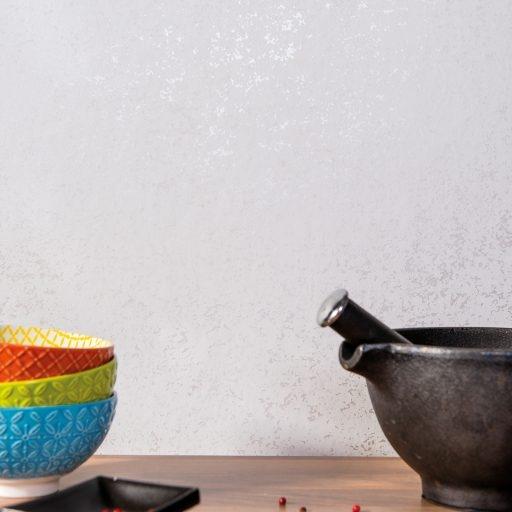 Sten, silver tapet från duro enfärgad i silver. Från kollektionen Spira. Nonwoven-material.